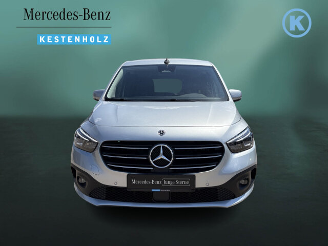 Interne Fahrzeugnr.:: 0924013Ausstattungslinien und -Pakete:  Advantage-Paket,   Aktives Sicherheits-Paket,   Chrom Interieur-Paket,   Edition,   Modellgeneration 0,   Navigation Paket,   Ohne Aufbauhersteller Sondermodul,   Ohne Paket BAUSTELLE,   Progressive,   Sondermodell,   Spiegel-Paket,   Technik-Paket,   Winter-PaketExterieur:  17" Leichtmetallräder,   43,2 cm (17'') LM-Räder im 5-Speichen-Design,   Abdeckung Schiebetürschiene in Wagenfarbe,   Anhängerkupplung Kugelkopf fest,   Ausführung Standard,   Außenspiegel elektr. heranklappbar u. verstellbar,   Außenspiegel lackiert in Wagenfarbe,   Dachreling mit integriertem Grundträger,   ECO Catalysator 90g,   Einstiegsleisten mit "Mercedes-Benz" Schriftzug,   EMISSIONSKLASSE EURO 6E M/N1 GR. II,   Fenster in Heckklappe mit Wisch- und Waschanlage,   Frontscheibe heizbar,   Gewichtsvariante 2.199 kg,   Griffleiste über Kennzeichen in Wagenfarbe,   Heckklappe,   Heckscheibe heizbar,   Inland - Code,   INTERNER CODE AC1B2,   Kältemittel R-1234yf,   Kühlergrill verchromt,   Laderaum-Schiebetür links mit Fenster,   LED High Performance-Scheinwerfer,   Modellgeneration GSR2B,   Nebelscheinwerfer in LED-Technik,   Ohne Ladekabel Traktionsbatterie E-Cell,   Ohne Staub-Kit,   Ohne Steinschlagschutz,   Premium Komplettradschutz (3 Jahre),   Schiebetür rechts mit Fenster,   Standardwegausführung,   STEUERCODE - B2C Identifier,   Steuercode Umstellung WLTP,   Türgriffe lackiert in Wagenfarbe,   Verbrenner,   VIN von außen sichtbar,   Wischwasserbehälter mit größerem Volumen,   Zierstab Heckklappe ChromInterieur:  Ambientebeleuchtung,   Armlehne mit Staufach,   Elektrische Fensterheber in Schiebetüren,   Fahrersitz höhenverstellbar mit Lordosestütze,   Fenster fest hinten,   Fensterheber vorn elektr. m. Komfortbedienfunktion,   Fondsitzbank FOLD &amp; LOAD 1/3 : 2/3 teilbar,   Gepäckraumabdeckung,   Handschuhfach, Beifahrerseite, geschlossen,   Innenraumbeleuchtung in LED-Technik,   Innenraumspiegel,   Innenspiegel  automatisch abblendend,   Innenverkleidung gehobene Ausführung,   Klimatisierungsautomatik Thermotronic,   Klimazone 2 (gemäßigt),   Kopfstützen für Fahrgastraumsitze,   Kraftstofffilter mit Wasserabscheider,   Lederlenkrad,   Mit Gurt Mittelsitz Fond,   Mittelarmlehne ARTICO &amp; Türfelder NEOTEX,   Ohne Lastschutznetz,   Ohne Sitze in Reihe 3,   Schaltknauf Leder,   Sitzbezugsart Stoff,   Sitzheizung für Fahrer und Beifahrer,   Spiegel in Beifahrer-Sonnenblende,   Spiegel in Fahrer-Sonnenblende,   Steckdose 12 V im Fahrgastraum,   Steckdose 12 V Kofferraum / Laderaum,   Tachometer km/h,   Tasche an Fahrer- und Beifahrerrückenlehne,   Teilbelederte I-Tafel in Ledernachbildung ARTICO,   Teppichboden Fahrgastraum,   Teppichboden Kofferraum,   Tisch und beleuchtete Zierelemente an Rückenlehne,   Warmluftkanal zum Fahrgastraum,   Zierelemente Mattlack Seidenoptik silber,   Zierelement I-Tafel Hochglanzlack schwarzMultimedia:  2 USB Schnittstellen in Mittelkonsole hinten,   Digitales Extra: Erweiterte MBUX Funktionen,   Digitales Extra: Festplatten-Navigation,   Digitales Extra: Remote Services Plus,   Digitales Extra: Smartphone Integration,   Digitales Radio (DAB),   Kabelloses Ladesystem für mobile Endgeräte,   Kombiinstrument mit Farbdisplay,   Kommunikationsmodul (LTE) für digitale Dienste,   Live Traffic Information,   MBUX Multimediasystem und Navi mit 9,5 Zoll Display,   Mercedes-Benz Notrufsystem,   Navigation PLUS,   Sprache Kombiinstrument - deutsch,   Vorrüstung für Digitale ExtrasKomfort und Umwelt:  7-Gang-Automatikgetriebe,   Aktiver Park-Assistent,   Aktiver Spurhalte-Assistent,   ATTENTION ASSIST B,   Berganfahrhilfe,   Colorverglasung im Fond, Schwarzglas,   Diesel,   ECO Start-Stop Funktion,   Fernlichtassistent,   i-Size Kindersitzbefestigung,   Intelligenter Geschwindigkeitsassistent (ISA),   Keyless-Go,   Lenkradheizung,   Lenkrad in Neigung und Höhe verstellbar,   Licht- und Regensensor,   Mercedes-Benz Mobilo mit DSB und GgD,   Multifunktionslenkrad,   Partikelfilter,   Rückfahrkamera,   Tempomat,   Totwinkel-Assistent,   Zuheizer  elektrischSicherheit:  Airbag Fahrer und Beifahrer,   Aktiver Brems-Assistent,   Automatische Beifahrerairbag-Abschaltung,   Bremsanlage mit ABS und ASR,   elek. Feststellbremse,   Elektronisches Stabilitätsprogramm (ESP),   Gurtwarneinrichtung für Fahrer, Beifahrer und Fond,   Kindersicherung Türen und Fenster im Fahrgastraum,   Mittenairbag, Thorax-Sidebags, Windowbags v. + h.,   Ohne Einbruch-/Diebstahlwarnanlage,   Reifendrucküberwachung an VA u. HA, drahtlos,   Unterbodenschutz Kunststoff,   Verbandtasche,   WarndreieckZustand/Papiere:  COC-Papiere.