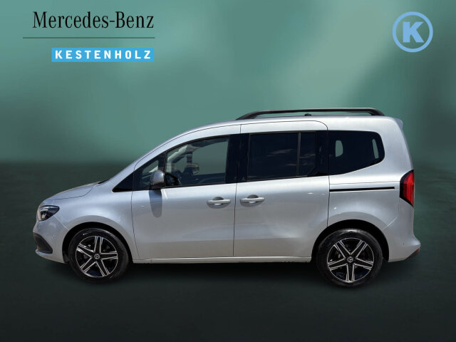 Interne Fahrzeugnr.:: 0924013Ausstattungslinien und -Pakete:  Advantage-Paket,   Aktives Sicherheits-Paket,   Chrom Interieur-Paket,   Edition,   Modellgeneration 0,   Navigation Paket,   Ohne Aufbauhersteller Sondermodul,   Ohne Paket BAUSTELLE,   Progressive,   Sondermodell,   Spiegel-Paket,   Technik-Paket,   Winter-PaketExterieur:  17" Leichtmetallräder,   43,2 cm (17'') LM-Räder im 5-Speichen-Design,   Abdeckung Schiebetürschiene in Wagenfarbe,   Anhängerkupplung Kugelkopf fest,   Ausführung Standard,   Außenspiegel elektr. heranklappbar u. verstellbar,   Außenspiegel lackiert in Wagenfarbe,   Dachreling mit integriertem Grundträger,   ECO Catalysator 90g,   Einstiegsleisten mit "Mercedes-Benz" Schriftzug,   EMISSIONSKLASSE EURO 6E M/N1 GR. II,   Fenster in Heckklappe mit Wisch- und Waschanlage,   Frontscheibe heizbar,   Gewichtsvariante 2.199 kg,   Griffleiste über Kennzeichen in Wagenfarbe,   Heckklappe,   Heckscheibe heizbar,   Inland - Code,   INTERNER CODE AC1B2,   Kältemittel R-1234yf,   Kühlergrill verchromt,   Laderaum-Schiebetür links mit Fenster,   LED High Performance-Scheinwerfer,   Modellgeneration GSR2B,   Nebelscheinwerfer in LED-Technik,   Ohne Ladekabel Traktionsbatterie E-Cell,   Ohne Staub-Kit,   Ohne Steinschlagschutz,   Premium Komplettradschutz (3 Jahre),   Schiebetür rechts mit Fenster,   Standardwegausführung,   STEUERCODE - B2C Identifier,   Steuercode Umstellung WLTP,   Türgriffe lackiert in Wagenfarbe,   Verbrenner,   VIN von außen sichtbar,   Wischwasserbehälter mit größerem Volumen,   Zierstab Heckklappe ChromInterieur:  Ambientebeleuchtung,   Armlehne mit Staufach,   Elektrische Fensterheber in Schiebetüren,   Fahrersitz höhenverstellbar mit Lordosestütze,   Fenster fest hinten,   Fensterheber vorn elektr. m. Komfortbedienfunktion,   Fondsitzbank FOLD &amp; LOAD 1/3 : 2/3 teilbar,   Gepäckraumabdeckung,   Handschuhfach, Beifahrerseite, geschlossen,   Innenraumbeleuchtung in LED-Technik,   Innenraumspiegel,   Innenspiegel  automatisch abblendend,   Innenverkleidung gehobene Ausführung,   Klimatisierungsautomatik Thermotronic,   Klimazone 2 (gemäßigt),   Kopfstützen für Fahrgastraumsitze,   Kraftstofffilter mit Wasserabscheider,   Lederlenkrad,   Mit Gurt Mittelsitz Fond,   Mittelarmlehne ARTICO &amp; Türfelder NEOTEX,   Ohne Lastschutznetz,   Ohne Sitze in Reihe 3,   Schaltknauf Leder,   Sitzbezugsart Stoff,   Sitzheizung für Fahrer und Beifahrer,   Spiegel in Beifahrer-Sonnenblende,   Spiegel in Fahrer-Sonnenblende,   Steckdose 12 V im Fahrgastraum,   Steckdose 12 V Kofferraum / Laderaum,   Tachometer km/h,   Tasche an Fahrer- und Beifahrerrückenlehne,   Teilbelederte I-Tafel in Ledernachbildung ARTICO,   Teppichboden Fahrgastraum,   Teppichboden Kofferraum,   Tisch und beleuchtete Zierelemente an Rückenlehne,   Warmluftkanal zum Fahrgastraum,   Zierelemente Mattlack Seidenoptik silber,   Zierelement I-Tafel Hochglanzlack schwarzMultimedia:  2 USB Schnittstellen in Mittelkonsole hinten,   Digitales Extra: Erweiterte MBUX Funktionen,   Digitales Extra: Festplatten-Navigation,   Digitales Extra: Remote Services Plus,   Digitales Extra: Smartphone Integration,   Digitales Radio (DAB),   Kabelloses Ladesystem für mobile Endgeräte,   Kombiinstrument mit Farbdisplay,   Kommunikationsmodul (LTE) für digitale Dienste,   Live Traffic Information,   MBUX Multimediasystem und Navi mit 9,5 Zoll Display,   Mercedes-Benz Notrufsystem,   Navigation PLUS,   Sprache Kombiinstrument - deutsch,   Vorrüstung für Digitale ExtrasKomfort und Umwelt:  7-Gang-Automatikgetriebe,   Aktiver Park-Assistent,   Aktiver Spurhalte-Assistent,   ATTENTION ASSIST B,   Berganfahrhilfe,   Colorverglasung im Fond, Schwarzglas,   Diesel,   ECO Start-Stop Funktion,   Fernlichtassistent,   i-Size Kindersitzbefestigung,   Intelligenter Geschwindigkeitsassistent (ISA),   Keyless-Go,   Lenkradheizung,   Lenkrad in Neigung und Höhe verstellbar,   Licht- und Regensensor,   Mercedes-Benz Mobilo mit DSB und GgD,   Multifunktionslenkrad,   Partikelfilter,   Rückfahrkamera,   Tempomat,   Totwinkel-Assistent,   Zuheizer  elektrischSicherheit:  Airbag Fahrer und Beifahrer,   Aktiver Brems-Assistent,   Automatische Beifahrerairbag-Abschaltung,   Bremsanlage mit ABS und ASR,   elek. Feststellbremse,   Elektronisches Stabilitätsprogramm (ESP),   Gurtwarneinrichtung für Fahrer, Beifahrer und Fond,   Kindersicherung Türen und Fenster im Fahrgastraum,   Mittenairbag, Thorax-Sidebags, Windowbags v. + h.,   Ohne Einbruch-/Diebstahlwarnanlage,   Reifendrucküberwachung an VA u. HA, drahtlos,   Unterbodenschutz Kunststoff,   Verbandtasche,   WarndreieckZustand/Papiere:  COC-Papiere.