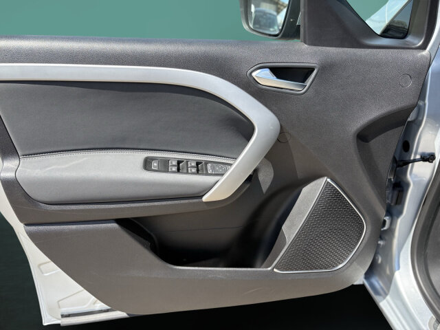 Interne Fahrzeugnr.:: 0924013Ausstattungslinien und -Pakete:  Advantage-Paket,   Aktives Sicherheits-Paket,   Chrom Interieur-Paket,   Edition,   Modellgeneration 0,   Navigation Paket,   Ohne Aufbauhersteller Sondermodul,   Ohne Paket BAUSTELLE,   Progressive,   Sondermodell,   Spiegel-Paket,   Technik-Paket,   Winter-PaketExterieur:  17" Leichtmetallräder,   43,2 cm (17'') LM-Räder im 5-Speichen-Design,   Abdeckung Schiebetürschiene in Wagenfarbe,   Anhängerkupplung Kugelkopf fest,   Ausführung Standard,   Außenspiegel elektr. heranklappbar u. verstellbar,   Außenspiegel lackiert in Wagenfarbe,   Dachreling mit integriertem Grundträger,   ECO Catalysator 90g,   Einstiegsleisten mit "Mercedes-Benz" Schriftzug,   EMISSIONSKLASSE EURO 6E M/N1 GR. II,   Fenster in Heckklappe mit Wisch- und Waschanlage,   Frontscheibe heizbar,   Gewichtsvariante 2.199 kg,   Griffleiste über Kennzeichen in Wagenfarbe,   Heckklappe,   Heckscheibe heizbar,   Inland - Code,   INTERNER CODE AC1B2,   Kältemittel R-1234yf,   Kühlergrill verchromt,   Laderaum-Schiebetür links mit Fenster,   LED High Performance-Scheinwerfer,   Modellgeneration GSR2B,   Nebelscheinwerfer in LED-Technik,   Ohne Ladekabel Traktionsbatterie E-Cell,   Ohne Staub-Kit,   Ohne Steinschlagschutz,   Premium Komplettradschutz (3 Jahre),   Schiebetür rechts mit Fenster,   Standardwegausführung,   STEUERCODE - B2C Identifier,   Steuercode Umstellung WLTP,   Türgriffe lackiert in Wagenfarbe,   Verbrenner,   VIN von außen sichtbar,   Wischwasserbehälter mit größerem Volumen,   Zierstab Heckklappe ChromInterieur:  Ambientebeleuchtung,   Armlehne mit Staufach,   Elektrische Fensterheber in Schiebetüren,   Fahrersitz höhenverstellbar mit Lordosestütze,   Fenster fest hinten,   Fensterheber vorn elektr. m. Komfortbedienfunktion,   Fondsitzbank FOLD &amp; LOAD 1/3 : 2/3 teilbar,   Gepäckraumabdeckung,   Handschuhfach, Beifahrerseite, geschlossen,   Innenraumbeleuchtung in LED-Technik,   Innenraumspiegel,   Innenspiegel  automatisch abblendend,   Innenverkleidung gehobene Ausführung,   Klimatisierungsautomatik Thermotronic,   Klimazone 2 (gemäßigt),   Kopfstützen für Fahrgastraumsitze,   Kraftstofffilter mit Wasserabscheider,   Lederlenkrad,   Mit Gurt Mittelsitz Fond,   Mittelarmlehne ARTICO &amp; Türfelder NEOTEX,   Ohne Lastschutznetz,   Ohne Sitze in Reihe 3,   Schaltknauf Leder,   Sitzbezugsart Stoff,   Sitzheizung für Fahrer und Beifahrer,   Spiegel in Beifahrer-Sonnenblende,   Spiegel in Fahrer-Sonnenblende,   Steckdose 12 V im Fahrgastraum,   Steckdose 12 V Kofferraum / Laderaum,   Tachometer km/h,   Tasche an Fahrer- und Beifahrerrückenlehne,   Teilbelederte I-Tafel in Ledernachbildung ARTICO,   Teppichboden Fahrgastraum,   Teppichboden Kofferraum,   Tisch und beleuchtete Zierelemente an Rückenlehne,   Warmluftkanal zum Fahrgastraum,   Zierelemente Mattlack Seidenoptik silber,   Zierelement I-Tafel Hochglanzlack schwarzMultimedia:  2 USB Schnittstellen in Mittelkonsole hinten,   Digitales Extra: Erweiterte MBUX Funktionen,   Digitales Extra: Festplatten-Navigation,   Digitales Extra: Remote Services Plus,   Digitales Extra: Smartphone Integration,   Digitales Radio (DAB),   Kabelloses Ladesystem für mobile Endgeräte,   Kombiinstrument mit Farbdisplay,   Kommunikationsmodul (LTE) für digitale Dienste,   Live Traffic Information,   MBUX Multimediasystem und Navi mit 9,5 Zoll Display,   Mercedes-Benz Notrufsystem,   Navigation PLUS,   Sprache Kombiinstrument - deutsch,   Vorrüstung für Digitale ExtrasKomfort und Umwelt:  7-Gang-Automatikgetriebe,   Aktiver Park-Assistent,   Aktiver Spurhalte-Assistent,   ATTENTION ASSIST B,   Berganfahrhilfe,   Colorverglasung im Fond, Schwarzglas,   Diesel,   ECO Start-Stop Funktion,   Fernlichtassistent,   i-Size Kindersitzbefestigung,   Intelligenter Geschwindigkeitsassistent (ISA),   Keyless-Go,   Lenkradheizung,   Lenkrad in Neigung und Höhe verstellbar,   Licht- und Regensensor,   Mercedes-Benz Mobilo mit DSB und GgD,   Multifunktionslenkrad,   Partikelfilter,   Rückfahrkamera,   Tempomat,   Totwinkel-Assistent,   Zuheizer  elektrischSicherheit:  Airbag Fahrer und Beifahrer,   Aktiver Brems-Assistent,   Automatische Beifahrerairbag-Abschaltung,   Bremsanlage mit ABS und ASR,   elek. Feststellbremse,   Elektronisches Stabilitätsprogramm (ESP),   Gurtwarneinrichtung für Fahrer, Beifahrer und Fond,   Kindersicherung Türen und Fenster im Fahrgastraum,   Mittenairbag, Thorax-Sidebags, Windowbags v. + h.,   Ohne Einbruch-/Diebstahlwarnanlage,   Reifendrucküberwachung an VA u. HA, drahtlos,   Unterbodenschutz Kunststoff,   Verbandtasche,   WarndreieckZustand/Papiere:  COC-Papiere.