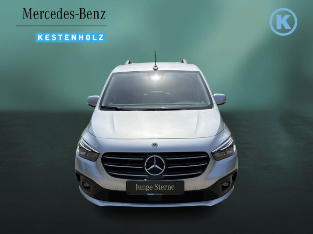Interne Fahrzeugnr.:: 0924016Ausstattungslinien und -Pakete:  Advantage-Paket,   Aktives Sicherheits-Paket,   Chrom Interieur-Paket,   Edition,   Navigation Paket,   Ohne Aufbauhersteller Sondermodul,   Ohne Paket BAUSTELLE,   Progressive,   Sondermodell,   Spiegel-Paket,   Technik-Paket,   Winter-PaketExterieur:  40,6 cm (16'') LM-Räder im 10-Speichen-Design,   Abdeckung Schiebetürschiene in Wagenfarbe,   Außenspiegel elektr. heranklappbar u. verstellbar,   Außenspiegel lackiert in Wagenfarbe,   Dachreling mit integriertem Grundträger,   Einstiegsleisten mit "Mercedes-Benz" Schriftzug,   Fenster in Heckklappe mit Wisch- und Waschanlage,   Frontscheibe heizbar,   Gewichtsvariante 2.199 kg,   Griffleiste über Kennzeichen in Wagenfarbe,   Heckklappe,   Heckscheibe heizbar,   Kältemittel R-1234yf,   Kühlergrill verchromt,   Laderaum-Schiebetür links mit Fenster,   LED High Performance-Scheinwerfer,   Nebelscheinwerfer in LED-Technik,   Ohne Ladekabel Traktionsbatterie E-Cell,   Ohne Staub-Kit,   Ohne Steinschlagschutz,   Querträger für Anhängerkupplung,   Schiebetür rechts mit Fenster,   Türgriffe lackiert in Wagenfarbe,   Verbrenner,   Wischwasserbehälter mit größerem Volumen,   Zierstab Heckklappe ChromInterieur:  Ambientebeleuchtung,   Armlehne mit Staufach,   Elektrische Fensterheber in Schiebetüren,   Fahrersitz höhenverstellbar mit Lordosestütze,   Fenster fest hinten,   Fensterheber vorn elektr. m. Komfortbedienfunktion,   Fondsitzbank FOLD &amp; LOAD 1/3 : 2/3 teilbar,   Gepäckraumabdeckung,   Gepäcksicherungsnetz,   Handschuhfach, Beifahrerseite, geschlossen,   Innenraumbeleuchtung in LED-Technik,   Innenraumspiegel,   Innenspiegel  automatisch abblendend,   Innenverkleidung gehobene Ausführung,   Klimatisierungsautomatik Thermotronic,   Klimazone 2 (gemäßigt),   Kopfstützen für Fahrgastraumsitze,   Kraftstofffilter mit Wasserabscheider,   Lederlenkrad,   Mit Gurt Mittelsitz Fond,   Mittelarmlehne ARTICO &amp; Türfelder NEOTEX,   Ohne Sitze in Reihe 3,   Schaltknauf Leder,   Sitzbezugsart Stoff,   Sitzheizung für Fahrer und Beifahrer,   Spiegel in Beifahrer-Sonnenblende,   Spiegel in Fahrer-Sonnenblende,   Steckdose 12 V im Fahrgastraum,   Steckdose 12 V Kofferraum / Laderaum,   Tachometer km/h,   Tasche an Fahrer- und Beifahrerrückenlehne,   Teilbelederte I-Tafel in Ledernachbildung ARTICO,   Teppichboden Fahrgastraum,   Teppichboden Kofferraum,   Tisch und beleuchtete Zierelemente an Rückenlehne,   Warmluftkanal zum Fahrgastraum,   Zierelemente Mattlack Seidenoptik silber,   Zierelement I-Tafel Hochglanzlack schwarzMultimedia:  2 USB Schnittstellen in Mittelkonsole hinten,   Digitales Extra: Erweiterte MBUX Funktionen,   Digitales Extra: Festplatten-Navigation,   Digitales Extra: Remote Services Plus,   Digitales Extra: Smartphone Integration,   Digitales Radio (DAB),   Kabelloses Ladesystem für mobile Endgeräte,   Kombiinstrument mit Farbdisplay,   Kommunikationsmodul (LTE) für digitale Dienste,   Live Traffic Information,   MBUX Multimediasystem und Navi mit 9,5 Zoll Display,   Mercedes-Benz Notrufsystem,   Navigation PLUS,   Sprache Kombiinstrument - deutsch,   Vorrüstung für Digitale ExtrasKomfort und Umwelt:  7-Gang-Automatikgetriebe,   Aktiver Park-Assistent,   Aktiver Spurhalte-Assistent,   ATTENTION ASSIST B,   Berganfahrhilfe,   Colorverglasung im Fond, Schwarzglas,   Diesel,   ECO Start-Stop Funktion,   Fernlichtassistent,   i-Size Kindersitzbefestigung,   Intelligenter Geschwindigkeitsassistent (ISA),   Keyless-Go,   Lenkradheizung,   Lenkrad in Neigung und Höhe verstellbar,   Licht- und Regensensor,   Multifunktionslenkrad,   Partikelfilter,   Rückfahrkamera,   Tempomat,   Totwinkel-Assistent,   Zuheizer  elektrischSicherheit:  Airbag Fahrer und Beifahrer,   Aktiver Brems-Assistent,   Automatische Beifahrerairbag-Abschaltung,   Bremsanlage mit ABS und ASR,   elek. Feststellbremse,   Elektronisches Stabilitätsprogramm (ESP),   Gurtwarneinrichtung für Fahrer, Beifahrer und Fond,   Kindersicherung Türen und Fenster im Fahrgastraum,   Mittenairbag, Thorax-Sidebags, Windowbags v. + h.,   Ohne Einbruch-/Diebstahlwarnanlage,   Reifendrucküberwachung an VA u. HA, drahtlos,   Unterbodenschutz KunststoffZustand/Papiere:  LuxuskombiWeiteres:  Beifahrersitz, höhenverstellbar,   Hersteller Mercedes-Benz AG,   Ledernachbildung ARTICO / Mikrofaser MICROCUT,   Markenumfang Mercedes-Benz,   Nutzlast Serie,   Ohne Ablagefach auf Instrumententafel,   Ohne aktiver Lenkassistent,   Ohne Aufbauhersteller Schnittstelle,   Ohne Double Lock,   Ohne Drehzahlanhebung mit Konstanthaltung,   Ohne Generator verstärkt,   Ohne Geschwindigkeitsbegrenzung,   ohne Schmutzfänger.