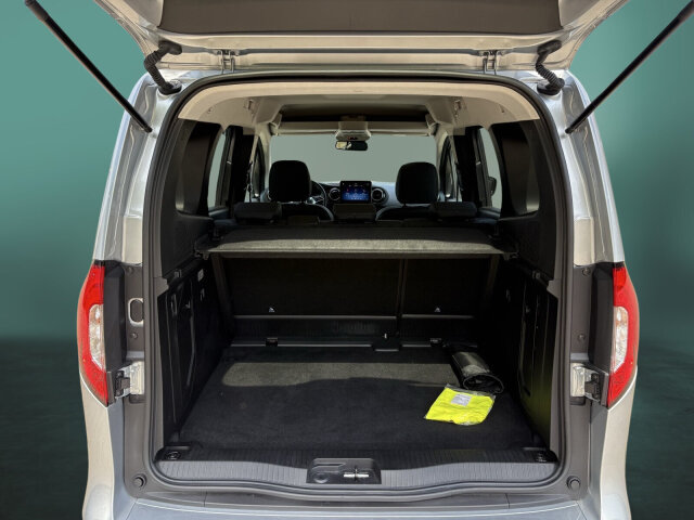 Interne Fahrzeugnr.:: 0924016Ausstattungslinien und -Pakete:  Advantage-Paket,   Aktives Sicherheits-Paket,   Chrom Interieur-Paket,   Edition,   Navigation Paket,   Ohne Aufbauhersteller Sondermodul,   Ohne Paket BAUSTELLE,   Progressive,   Sondermodell,   Spiegel-Paket,   Technik-Paket,   Winter-PaketExterieur:  40,6 cm (16'') LM-Räder im 10-Speichen-Design,   Abdeckung Schiebetürschiene in Wagenfarbe,   Außenspiegel elektr. heranklappbar u. verstellbar,   Außenspiegel lackiert in Wagenfarbe,   Dachreling mit integriertem Grundträger,   Einstiegsleisten mit "Mercedes-Benz" Schriftzug,   Fenster in Heckklappe mit Wisch- und Waschanlage,   Frontscheibe heizbar,   Gewichtsvariante 2.199 kg,   Griffleiste über Kennzeichen in Wagenfarbe,   Heckklappe,   Heckscheibe heizbar,   Kältemittel R-1234yf,   Kühlergrill verchromt,   Laderaum-Schiebetür links mit Fenster,   LED High Performance-Scheinwerfer,   Nebelscheinwerfer in LED-Technik,   Ohne Ladekabel Traktionsbatterie E-Cell,   Ohne Staub-Kit,   Ohne Steinschlagschutz,   Querträger für Anhängerkupplung,   Schiebetür rechts mit Fenster,   Türgriffe lackiert in Wagenfarbe,   Verbrenner,   Wischwasserbehälter mit größerem Volumen,   Zierstab Heckklappe ChromInterieur:  Ambientebeleuchtung,   Armlehne mit Staufach,   Elektrische Fensterheber in Schiebetüren,   Fahrersitz höhenverstellbar mit Lordosestütze,   Fenster fest hinten,   Fensterheber vorn elektr. m. Komfortbedienfunktion,   Fondsitzbank FOLD &amp; LOAD 1/3 : 2/3 teilbar,   Gepäckraumabdeckung,   Gepäcksicherungsnetz,   Handschuhfach, Beifahrerseite, geschlossen,   Innenraumbeleuchtung in LED-Technik,   Innenraumspiegel,   Innenspiegel  automatisch abblendend,   Innenverkleidung gehobene Ausführung,   Klimatisierungsautomatik Thermotronic,   Klimazone 2 (gemäßigt),   Kopfstützen für Fahrgastraumsitze,   Kraftstofffilter mit Wasserabscheider,   Lederlenkrad,   Mit Gurt Mittelsitz Fond,   Mittelarmlehne ARTICO &amp; Türfelder NEOTEX,   Ohne Sitze in Reihe 3,   Schaltknauf Leder,   Sitzbezugsart Stoff,   Sitzheizung für Fahrer und Beifahrer,   Spiegel in Beifahrer-Sonnenblende,   Spiegel in Fahrer-Sonnenblende,   Steckdose 12 V im Fahrgastraum,   Steckdose 12 V Kofferraum / Laderaum,   Tachometer km/h,   Tasche an Fahrer- und Beifahrerrückenlehne,   Teilbelederte I-Tafel in Ledernachbildung ARTICO,   Teppichboden Fahrgastraum,   Teppichboden Kofferraum,   Tisch und beleuchtete Zierelemente an Rückenlehne,   Warmluftkanal zum Fahrgastraum,   Zierelemente Mattlack Seidenoptik silber,   Zierelement I-Tafel Hochglanzlack schwarzMultimedia:  2 USB Schnittstellen in Mittelkonsole hinten,   Digitales Extra: Erweiterte MBUX Funktionen,   Digitales Extra: Festplatten-Navigation,   Digitales Extra: Remote Services Plus,   Digitales Extra: Smartphone Integration,   Digitales Radio (DAB),   Kabelloses Ladesystem für mobile Endgeräte,   Kombiinstrument mit Farbdisplay,   Kommunikationsmodul (LTE) für digitale Dienste,   Live Traffic Information,   MBUX Multimediasystem und Navi mit 9,5 Zoll Display,   Mercedes-Benz Notrufsystem,   Navigation PLUS,   Sprache Kombiinstrument - deutsch,   Vorrüstung für Digitale ExtrasKomfort und Umwelt:  7-Gang-Automatikgetriebe,   Aktiver Park-Assistent,   Aktiver Spurhalte-Assistent,   ATTENTION ASSIST B,   Berganfahrhilfe,   Colorverglasung im Fond, Schwarzglas,   Diesel,   ECO Start-Stop Funktion,   Fernlichtassistent,   i-Size Kindersitzbefestigung,   Intelligenter Geschwindigkeitsassistent (ISA),   Keyless-Go,   Lenkradheizung,   Lenkrad in Neigung und Höhe verstellbar,   Licht- und Regensensor,   Multifunktionslenkrad,   Partikelfilter,   Rückfahrkamera,   Tempomat,   Totwinkel-Assistent,   Zuheizer  elektrischSicherheit:  Airbag Fahrer und Beifahrer,   Aktiver Brems-Assistent,   Automatische Beifahrerairbag-Abschaltung,   Bremsanlage mit ABS und ASR,   elek. Feststellbremse,   Elektronisches Stabilitätsprogramm (ESP),   Gurtwarneinrichtung für Fahrer, Beifahrer und Fond,   Kindersicherung Türen und Fenster im Fahrgastraum,   Mittenairbag, Thorax-Sidebags, Windowbags v. + h.,   Ohne Einbruch-/Diebstahlwarnanlage,   Reifendrucküberwachung an VA u. HA, drahtlos,   Unterbodenschutz KunststoffZustand/Papiere:  LuxuskombiWeiteres:  Beifahrersitz, höhenverstellbar,   Hersteller Mercedes-Benz AG,   Ledernachbildung ARTICO / Mikrofaser MICROCUT,   Markenumfang Mercedes-Benz,   Nutzlast Serie,   Ohne Ablagefach auf Instrumententafel,   Ohne aktiver Lenkassistent,   Ohne Aufbauhersteller Schnittstelle,   Ohne Double Lock,   Ohne Drehzahlanhebung mit Konstanthaltung,   Ohne Generator verstärkt,   Ohne Geschwindigkeitsbegrenzung,   ohne Schmutzfänger.