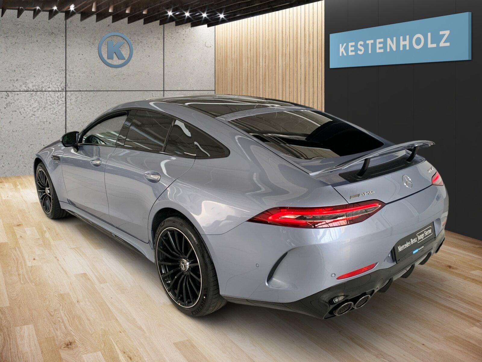 Ausstattungslinien und -Pakete:  Ablage-Paket,   AMG Night-Paket Exterieur:  Assistenz-Paket,   Memory-Paket:  Park-Paket mit Rückfahrkamera:  Spiegel-Paket:  V8-Styling-Paket ExterieurExterieur:  50,8 cm (20") AMG Leichtmetallräder im Vielspeichen-Design:  AMG-Fahrzeug-Baumuster Entry,   AMG DYNAMIC SELECT,   AMG Lichtinszenierung,   AMG Performance-Abgasanlage schaltbar,   AMG Ride Control Fahrwerk:  Außenspiegel elektrisch anklappbar:  Bremssättel silberfarben lackiert,   Fahrzeug mit Linkslenkung,   Fahrzeugschutzabdeckung,   Identifikationsschild mit VIN-Nummer,   Kraftstoffbehälter (80 Liter),   Mild Hybrid Antrieb,   Multibeam LED:  Scheibenwaschanlage beheizt,   Speed- und Loadindex 104Y XL +105Y XL,   Steuer-Code - Funktion GSR-ISA,   Steuercode Demo Car,   Steuercode Demo Car MIG,   Steuercode Umstellung WLTP mit RDE,   Wärmedämmend dunkel getöntes GlasInterieur:  Ambientebeleuchtung:  AMG Lenkradtasten,   AMG Performance Lenkrad in Leder Nappa / Mikrofaser MICROCUT,   Bedienungsanleitung und Serviceinformation - deutsch,   Beifahrersitz mit Gewichtserkennung WSS,   Doppelcupholder:  EASY-PACK Quickfold:  Fondsitzbank 3-sitzig,   Innenhimmel Stoff schwarz,   Klimatisierungsautomatik THERMATIC:  Polsterung Ledernachbildung ARTICO / Mikrofaser MICROCUT,   Serviceintervall 25.000 km:  Sitzheizung für Fahrer und Beifahrer,   Sitzheizung im Fond:  Touchpad:  Windowbags:  Zierelemente Klavierlackoptik schwarzMultimedia:  Android Auto:  Apple CarPlay:  Burmester® Surround-Soundsystem:  Digitales Extra: AMG TRACK PACE,   Digitales Extra: Erweiterte Funktionen MBUX,   Digitales Extra: Festplatten-Navigation,   Digitales Extra: MBUX Navigation Premium,   Digitales Extra: Remote Services Plus,   Digitales Extra: Smartphone Integration,   Digitales Extra: Vorrüstung für Live Traffic Information,   Digitales Extra: Vorrüstung für MBUX Entertainment,   Digitales Extra: Vorrüstung für Navigationsdienste,   Digitales Radio:  GPS-Antenne,   Head-Up Display:  Headunit Länderset für ECE (NTG 7),   Kommunikationsmodul (LTE) für die Nutzung von Mercedes me connect Diensten,   MBUX Multimediasystem:  Mercedes-Benz Notrufsystem:  Soundpersonalisierung,   Sprache Kombiinstrument - deutsch,   Techn. Kommunikationsmodulvariante für ECE,   Telefon-Antenne,   Vorrüstung für digitales Radio:  Widescreen Cockpit:Komfort und Umwelt:  360°-Kamera:  Adaptiver Fernlicht-Assistent Plus:  Aktiver Geschwindigkeitslimit-Assistent:  Aktiver Lenk-Assistent:  Aktiver Park-Assistent mit PARKTRONIC:  Aktiver Spurhalte-Assistent:  aktive Verstelldämpfung "Normally open",   AMG SPEEDSHIFT TCT 9G,   Digitales Extra: Verkehrszeichen-Assistent,   Easy-Pack Heckklappe:  Erweitertes automatisches Wiederanfahren im Stau,   Hands-Free Access,   i-Size Kindersitzbefestigung,   Keyless-Go,   Keyless-Go Komfort Paket,   Kraftstofftanksystem für EU6d-Norm:  Ottopartikelfilter:  Panoramadach:  Passive Personenanwesenheitserinnerung,   Softwaresteuerung für Kraftfrei in Stellung D,   Spiegel automatisch abblendend,   Streckenbasierte Geschwindigkeitsanpassung,   Totwinkel-Assistent:Sicherheit:  Aktiver Abstands-Assistent DISTRONIC:  Ausstiegswarnfunktion,   Deaktivierung Schließrückmeldung über Fanfare,   Einbruch- und Diebstahl-Warnanlage (EDW):  Fond-Sicherheitsgurt mit Gurtkraftbegrenzer,   Fondgurt-Statusanzeige im Kombiinstrument,   GUARD 360° Fahrzeugschutz Plus mit Digitalen Extras,   Innenraumabsicherung,   Innenraumabsicherung über Fahrzeughupe,   Kneebag:  Lenkradbedienung für Aktiven Abstands-Assistent DISTRONIC,   PRE-SAFE ® -System:  Rating Länderset EURO-NCAP,   Reifendruckkontrolle (RDK):  Sidebags für Fahrer und Beif. (komb.Thorax-/Pelvisbag),   Vorrüstung für GUARD 360° ServicesWeiteres:  CONTROL CODE WLTP 3RD ACT,   INDIVIDUALISIERUNG,   Kältemittel 1234yf,   LAND-SAMMLER FUER RED-ZERTIFIZIERUNG F. HU ECE,   Modelljahrcode,   Produktionsstandort Fahrzeug Valmet,   STEUERCODE - HERMES 2.1B - LANDSAMMLER,   STEUERCODE SPURKORREKTUR UEB. LENKEINGRIFF,   Steuercode Vertrieb  f. Code 475,   UMSTELLUNG AUF UN ECE R100 AENDERUNGSSTAND 3,   WIPPS-Laender WEU+COC.