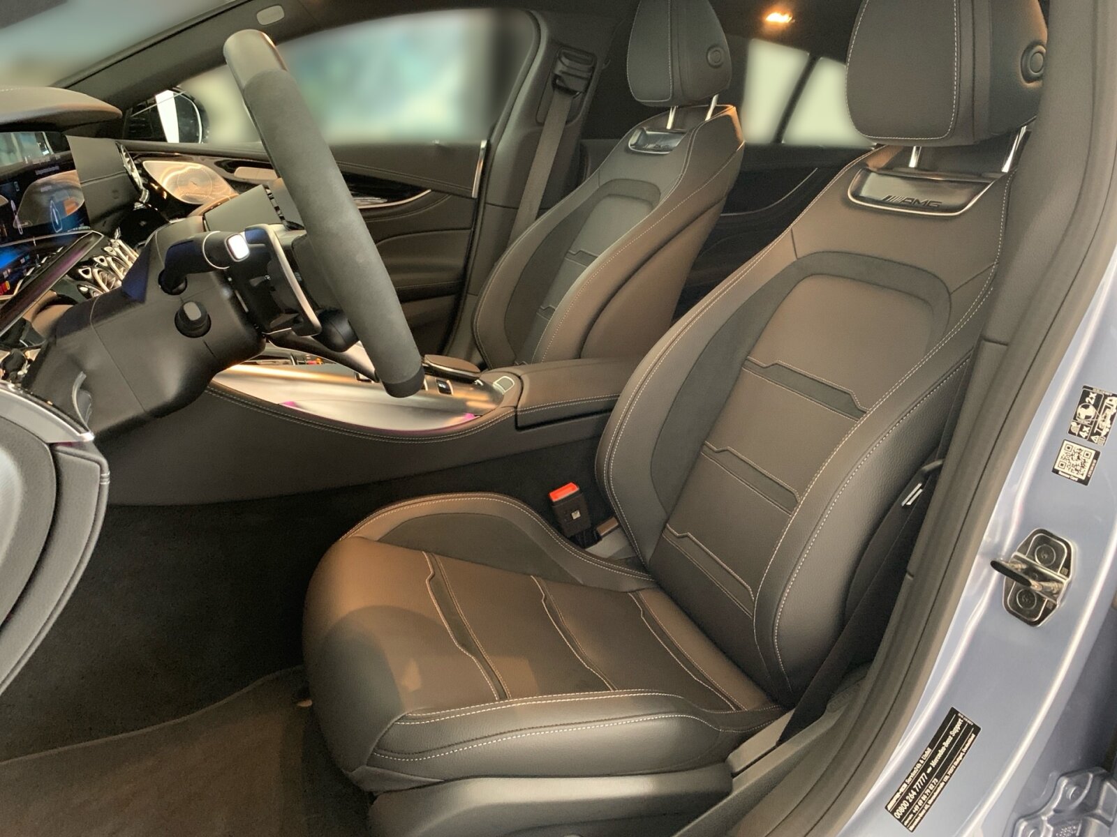 Ausstattungslinien und -Pakete:  Ablage-Paket,   AMG Night-Paket Exterieur:  Assistenz-Paket,   Memory-Paket:  Park-Paket mit Rückfahrkamera:  Spiegel-Paket:  V8-Styling-Paket ExterieurExterieur:  50,8 cm (20") AMG Leichtmetallräder im Vielspeichen-Design:  AMG-Fahrzeug-Baumuster Entry,   AMG DYNAMIC SELECT,   AMG Lichtinszenierung,   AMG Performance-Abgasanlage schaltbar,   AMG Ride Control Fahrwerk:  Außenspiegel elektrisch anklappbar:  Bremssättel silberfarben lackiert,   Fahrzeug mit Linkslenkung,   Fahrzeugschutzabdeckung,   Identifikationsschild mit VIN-Nummer,   Kraftstoffbehälter (80 Liter),   Mild Hybrid Antrieb,   Multibeam LED:  Scheibenwaschanlage beheizt,   Speed- und Loadindex 104Y XL +105Y XL,   Steuer-Code - Funktion GSR-ISA,   Steuercode Demo Car,   Steuercode Demo Car MIG,   Steuercode Umstellung WLTP mit RDE,   Wärmedämmend dunkel getöntes GlasInterieur:  Ambientebeleuchtung:  AMG Lenkradtasten,   AMG Performance Lenkrad in Leder Nappa / Mikrofaser MICROCUT,   Bedienungsanleitung und Serviceinformation - deutsch,   Beifahrersitz mit Gewichtserkennung WSS,   Doppelcupholder:  EASY-PACK Quickfold:  Fondsitzbank 3-sitzig,   Innenhimmel Stoff schwarz,   Klimatisierungsautomatik THERMATIC:  Polsterung Ledernachbildung ARTICO / Mikrofaser MICROCUT,   Serviceintervall 25.000 km:  Sitzheizung für Fahrer und Beifahrer,   Sitzheizung im Fond:  Touchpad:  Windowbags:  Zierelemente Klavierlackoptik schwarzMultimedia:  Android Auto:  Apple CarPlay:  Burmester® Surround-Soundsystem:  Digitales Extra: AMG TRACK PACE,   Digitales Extra: Erweiterte Funktionen MBUX,   Digitales Extra: Festplatten-Navigation,   Digitales Extra: MBUX Navigation Premium,   Digitales Extra: Remote Services Plus,   Digitales Extra: Smartphone Integration,   Digitales Extra: Vorrüstung für Live Traffic Information,   Digitales Extra: Vorrüstung für MBUX Entertainment,   Digitales Extra: Vorrüstung für Navigationsdienste,   Digitales Radio:  GPS-Antenne,   Head-Up Display:  Headunit Länderset für ECE (NTG 7),   Kommunikationsmodul (LTE) für die Nutzung von Mercedes me connect Diensten,   MBUX Multimediasystem:  Mercedes-Benz Notrufsystem:  Soundpersonalisierung,   Sprache Kombiinstrument - deutsch,   Techn. Kommunikationsmodulvariante für ECE,   Telefon-Antenne,   Vorrüstung für digitales Radio:  Widescreen Cockpit:Komfort und Umwelt:  360°-Kamera:  Adaptiver Fernlicht-Assistent Plus:  Aktiver Geschwindigkeitslimit-Assistent:  Aktiver Lenk-Assistent:  Aktiver Park-Assistent mit PARKTRONIC:  Aktiver Spurhalte-Assistent:  aktive Verstelldämpfung "Normally open",   AMG SPEEDSHIFT TCT 9G,   Digitales Extra: Verkehrszeichen-Assistent,   Easy-Pack Heckklappe:  Erweitertes automatisches Wiederanfahren im Stau,   Hands-Free Access,   i-Size Kindersitzbefestigung,   Keyless-Go,   Keyless-Go Komfort Paket,   Kraftstofftanksystem für EU6d-Norm:  Ottopartikelfilter:  Panoramadach:  Passive Personenanwesenheitserinnerung,   Softwaresteuerung für Kraftfrei in Stellung D,   Spiegel automatisch abblendend,   Streckenbasierte Geschwindigkeitsanpassung,   Totwinkel-Assistent:Sicherheit:  Aktiver Abstands-Assistent DISTRONIC:  Ausstiegswarnfunktion,   Deaktivierung Schließrückmeldung über Fanfare,   Einbruch- und Diebstahl-Warnanlage (EDW):  Fond-Sicherheitsgurt mit Gurtkraftbegrenzer,   Fondgurt-Statusanzeige im Kombiinstrument,   GUARD 360° Fahrzeugschutz Plus mit Digitalen Extras,   Innenraumabsicherung,   Innenraumabsicherung über Fahrzeughupe,   Kneebag:  Lenkradbedienung für Aktiven Abstands-Assistent DISTRONIC,   PRE-SAFE ® -System:  Rating Länderset EURO-NCAP,   Reifendruckkontrolle (RDK):  Sidebags für Fahrer und Beif. (komb.Thorax-/Pelvisbag),   Vorrüstung für GUARD 360° ServicesWeiteres:  CONTROL CODE WLTP 3RD ACT,   INDIVIDUALISIERUNG,   Kältemittel 1234yf,   LAND-SAMMLER FUER RED-ZERTIFIZIERUNG F. HU ECE,   Modelljahrcode,   Produktionsstandort Fahrzeug Valmet,   STEUERCODE - HERMES 2.1B - LANDSAMMLER,   STEUERCODE SPURKORREKTUR UEB. LENKEINGRIFF,   Steuercode Vertrieb  f. Code 475,   UMSTELLUNG AUF UN ECE R100 AENDERUNGSSTAND 3,   WIPPS-Laender WEU+COC.
