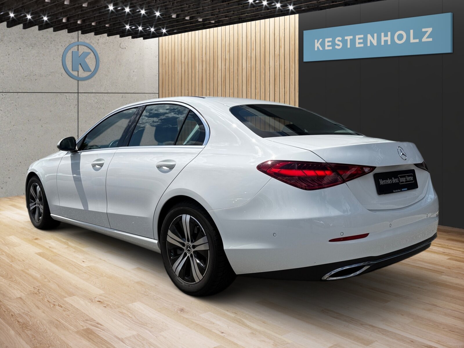 Ausstattungslinien und -Pakete:  Ablage-Paket,   Advanced Infotainment-Paket,   Assistenz-Paket,   AVANTGARDE Exterieur:  Avantgarde Interieur:  Business-Paket,   High-End Komfort-Paket:  Innenraum-Lichtpaket,   Licht-Paket:  Memory-Paket:  Park-Paket:  Park-Paket mit Rückfahrkamera:  Spiegel-Paket:  USB-Paket:Exterieur:  43,2 cm (17") Leichtmetallräder im 5-Speichen-Design,   Abgasanlage COPF mit dritter Lambdasonde,   AIRPANEL,   Anhängevorrichtung mit ESP® Anhängerstabilisierung:  Außenspiegel elektrisch anklappbar:  Digitales Extra: Sportlicher Motorsound,   Einstiegsleisten mit "Mercedes-Benz" Schriftzug, beleuchtet:  Fahrzeug mit Linkslenkung,   Integrierter Starter Generator Generation 2,   Kraftstoffbehälter mit 66 Liter Inhalt:  Lastenstufen-Konzept,   LED High Performance-Scheinwerfer:  Mild Hybrid Antrieb,   RADGROESSE 17" RUNDUM VARIANTE 3,   Scheibenwaschanlage beheizt,   Scheibenwischer mit Regensensor,   SPEED- + LOADINDEX 94Y,   Steuercode Umstellung WLTP mit RDE,   Umfeldbeleuchtung mit Projektion des MarkenlogosInterieur:  4-Wege-Lordosenstütze,   Ambientebeleuchtung:  Bedienungsanleitung und Serviceinformation - deutsch,   Doppelcupholder:  Klimatisierungsautomatik THERMATIC:  Komfortsitze:  Mittelkonsole in Schwarz hochglänzend,   Serviceintervall 25.000 km:  Sitzheizung für Fahrer und Beifahrer,   Sitzlehnen im Fond klappbar:  Stoff,   Zierelemente Rautenoptik silbergrau:Multimedia:  Android Auto:  Apple CarPlay:  Digitales Extra: Erweiterte Funktionen MBUX,   Digitales Extra: Festplatten-Navigation,   Digitales Extra: MBUX Navigation Premium,   Digitales Extra: Remote Services Plus,   Digitales Extra: Smartphone Integration,   Digitales Extra: Vorrüstung für Live Traffic Information,   Digitales Extra: Vorrüstung für Navigationsdienste,   Digitales Radio:  Fahrerdisplay,   Headunit Länderset für ECE (NTG 7),   Kabelloses Ladesystem für mobile Endgeräte vorn:  Kommunikationsmodul (LTE) für die Nutzung von Digitalen Extras,   MBUX Multimediasystem:  Mercedes-Benz Notrufsystem:  Sprache Kombiinstrument - deutsch,   Techn. Kommunikationsmodulvariante für ECE,   Vorrüstung für digitales Radio:  Zentraldisplay:Komfort und Umwelt:  9G-TRONIC:  AGILITY CONTROL Fahrwerk mit selektivem Dämpfungssystem und Tieferlegung:  Aktiver Park-Assistent mit PARKTRONIC:  Aktiver Spurhalte-Assistent:  Beifahrersitz elektrisch einstellbar mit Memory-Funktion:  Digitales Extra: Adaptiver Fernlicht-Assistent,   Digitales Extra: Verkehrszeichen-Assistent,   Dynamic Select,   i-Size Kindersitzbefestigung,   Innen- und Außenspiegel automatisch abblendend,   KEYLESS-GO Start-Funktion:  Kraftstofftanksystem für EU6d-Norm:  Multifunktions-Sportlenkrad in Leder,   PTC-Zuheizer 12V,   Rückfahrkamera:  Softwaresteuerung für Kraftfrei in Stellung D,   Tempomat:  Totwinkel-Assistent:  Vordersitz links elektrisch verstellbar mit Memory-FunktionSicherheit:  Aktiver Brems-Assistent:  Automatische Beifahrerairbag-Abschaltung,   Deaktivierung Schließrückmeldung über Fanfare,   Fondgurt-Statusanzeige im Instrumenten-Display,   Mittenairbag:  Rating Länderset EURO-NCAP,   Reifendruckkontrolle (RDK):Weiteres:  AEJ 21/1,   Kältemittel 1234yf,   Modelljahrcode:  Steuer-Code BOOSt-Funktion,   Steuercode Vertrieb  f. Code 475,   WIPPS-Laender WEU+COC,   Leistungsvariante Basis.