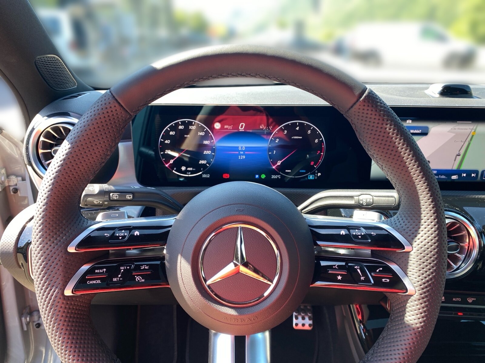 Ausstattungslinien und -Pakete:  Advanced-Plus-Paket,   AMG Line:  AMG Line Advanced Plus,   AMG Styling:  Digitales Extra: Individualisierungs-Paket,   Laderaum-Paket,   Licht- und Sicht-Paket:  Night-Paket:  Park-Paket mit 360 Grad-Kamera:  Sitzkomfort-Paket:  Special Edition,   Spiegel-Paket:  USB-Paket PlusExterieur:  48,3 cm (19) AMG Leichtmetallräder im Vielspeichen-Design,   AIRPANEL,   Außenspiegel elektrisch anklappbar:  Einstiegsleisten mit "Mercedes-Benz"  Schriftzug,   Fahrzeug mit Linkslenkung,   Hybrid Antrieb mit 48-Volt-Technologie,   Identifikationsschild mit VIN-Nummer,   Multibeam LED:  Radgröße 19" Rundum Variante 1,   Scheibenwaschanlage beheizt,   Scheibenwischer mit Regensensor,   SPEED- + LOADINDEX 93W XL,   Sportbremsanlage,   Sportlicher Motorsound:  Steuer-Code - Funktion GSR-ISA,   STEUERCODE-TECHNISCHE WEITERENTWICKLUNG AGGREGAT,   Steuercode Umstellung WLTP mit RDE,   Teilkühlerjalousie oben,   Wärmedämmend dunkel getöntes GlasInterieur:  4-Wege-Lordosenstütze,   12V-Steckdose im Gepäckraum,   Ablagefach in Mittelkonsole mit Rollo,   Ambientebeleuchtung:  Armlehne im Fond,   Bedienungsanleitung und Serviceinformation - deutsch,   Doppelcupholder:  Gepäcknetz an Fahrer- und Beifahrerlehne,   Innenhimmel Stoff schwarz,   Innenspiegel automatisch abblendend,   Klimatisierungsautomatik THERMATIC:  Serviceintervall 25.000 km:  Sitzheizung für Fahrer und Beifahrer,   Sitzlehnen im Fond klappbar:  Sonnenblende mit beleuchtetem Make-up-Spiegel,   Sportsitze:  Zierelemente Aluminium mit Längsschliff hellMultimedia:  Advanced Soundsystem,   Android Auto:  Apple CarPlay:  Central Media Display,   Digitales Extra: Erweiterte Funktionen MBUX,   Digitales Extra: Festplatten-Navigation,   Digitales Extra: MBUX Navigation Premium,   Digitales Extra: Remote Services,   Digitales Extra: Smartphone Integration,   Digitales Extra: Vorrüstung für Live Traffic Information,   Digitales Extra: Vorrüstung für MBUX Entertainment,   Digitales Extra: Vorrüstung für Navigationsdienste,   Digitales Radio:  GPS-Antenne,   Headunit Länderset für ECE (NTG 7),   Kabelloses Ladesystem für mobile Endgeräte vorn:  Kommunikationsmodul für die Nutzung von Mercedes connect me Diensten,   MBUX Multimediasystem:  Mercedes-Benz Notrufsystem:  Sprache Kombiinstrument - deutsch,   Techn. Kommunikationsmodulvariante für ECE,   Volldigitales Instrumenten-Display:  Vorrüstung für digitales Radio:Komfort und Umwelt:  7G-DCT:  360°-Kamera:  Abgasnorm EU6:  Adaptiver Fernlicht-Assistent Plus:  Aktiver Park-Assistent mit PARKTRONIC:  Aktiver Spurhalte-Assistent:  Direktlenkung,   Dynamic Select,   Galvanisierte Lenkradschaltpaddles,   Geschwindigkeitslimit-Assistent,   i-Size Kindersitzbefestigung,   Komfortfahrwerk mit Tieferlegung,   Kraftstofftanksystem für EU6d-Norm:  Lenkradheizung:  Mehrlenkerachse,   Multifunktions-Sportlenkrad in Leder Nappa:  Panorama-Schiebedach:  Passive Personenanwesenheitserinnerung,   Totwinkel-Assistent:  Vorrüstung für DISTRONICSicherheit:  Aktiver Brems-Assistent:  Ausstiegswarnfunktion,   Automatische Beifahrerairbag-Abschaltung,   Deaktivierung Schließrückmeldung über Fanfare,   Digitales Extra: Aktiver Abstands-Assistent DISTRONIC,   Fahrerbeobachtungskamera,   Fondgurt-Statusanzeige im Kombiinstrument,   Kneebag:  Lenkradbedienung für Aktiven Abstands-Assistent DISTRONIC,   Rating Länderset EURO-NCAP,   Reifendruckkontrolle (RDK):Weiteres:  COLDEND TECHNIK TYP 0,   HOTEND TECHNIK TYP II-A,   Kältemittel 1234yf,   LAND-SAMMLER FUER RED-ZERTIFIZIERUNG F. HU ECE,   Ledernachbildung ARTICO / Mikrofaser MICROCUT Polsterung Ledernachbildung ARTICO / Mikrofaser MICROC,   Modelljahrcode,   PRODUKTIONSSTANDORT FAHRZEUG RASTATT,   SC - UMSTELLUNG EDR-ORC (EREIGNISDATENSP. AIRBAG),   STEERING CODE - OUTPUT ACTIV AES-FLAG,   STEUERCODE SPURKORREKTUR UEB. LENKEINGRIFF,   Steuercode Vertrieb  f. Code 475,   WIPPS-Laender WEU+COC.