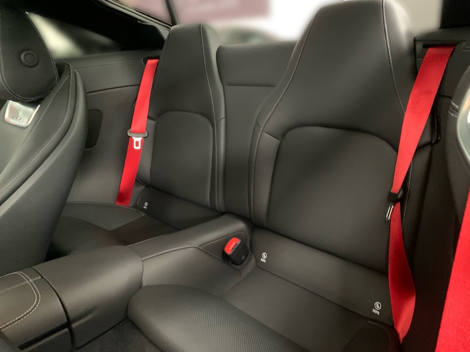Ausstattungslinien und -Pakete:  AMG Aerodynamik-Paket,   AMG DYNAMIC PLUS Paket,   AMG Night-Paket:  ENERGIZING Paket Plus,   Fahrassistenz-Paket:  Laderaum-Paket,   Memory-Paket:  Memory Park-Assistent,   Park-Paket mit Remote-Parkfunktionen,   Premium Plus,   Spiegel-Paket:  USB-Paket PlusExterieur:  50,8 cm (20") AMG Leichtmetallräder im 10-Doppelspeichen-Design,   AIRPANEL,   AMG ACTIVE RIDE CONTROL Fahrwerk,   AMG Bremssättel gelb lackiert,   AMG Einstiegsleisten mit "AMG" Schriftzug, beleuchtet und mit Wechselcover,   AMG Heckflügel feststehend,   AMG Hinterachs-Sperrdifferenzial elektronisch,   AMG Motorlager dynamisch,   Außenspiegel elektrisch anklappbar:  Designschlüssel mit Chromapplikationen,   DIGITAL LIGHT mit Projektionsfunktion,   Fahrzeug mit Linkslenkung,   Hintere Sensoren für Spurhalte-Assistent,   Lichtinszenierung AMG (Seitenschweller mit Projektionsfunktion),   MAGIC VISION CONTROL,   Motor-Restwärmenutzung,   Motorsound-System (AMG Real Performance Sound),   Produktschutz Teilschutz,   Projektionsfunktion von Symbolen,   Radgroesse 20" Mischbereifung Variante 2 AMG,   SPEED+ - LOADINDEX 105 Y XL + 107 Y XL,   Steuer-Code - Funktion GSR-ISA,   Steuercode Demo Car,   Steuercode Demo Car MIG,   Steuercode Umstellung WLTP mit RDE,   Vorrüstung für Projektionsfunktion Animationen,   Vorrüstung für Projektionsfunktion Symbole,   Wärmedämmend dunkel getöntes GlasInterieur:  Ambientebeleuchtung:  AMG Lenkradtasten,   AMG Performance Lenkrad in Leder Nappa:  AMG Zierelemente in Schwarz hochglänzend,   Bedienungsanleitung und Serviceinformation - deutsch,   Beifahrersitz mit Gewichtserkennung,   Cupholder,   Fondsitze mit umklappbaren Sitzlehnen,   Klimatisierungsautomatik Thermotronic:  LEDER / NAPPA / SEMIANILIN,   MANUFAKTUR Innenhimmel Mikrofaser MICROCUT schwarz,   Multikontursitze für Fahrer und Beifahrer,   Sicherheitsgurte in Rot:  Sonnenblende ausziehbar,   Steckdose im KofferraumMultimedia:  AMG Track Pace:  Android Auto:  Apple CarPlay:  Burmester® Surround-Soundsystem:  Digitales Extra: Erweiterte Funktionen MBUX,   Digitales Extra: Festplatten-Navigation,   Digitales Extra: Remote Services Premium,   Digitales Extra: Smartphone Integration,   Digitales Extra: Vorrüstung für Live Traffic Information,   Digitales Extra: Vorrüstung für MBUX Entertainment Plus,   Digitales Extra: Vorrüstung für Navigationsdienste,   Digitales Radio:  Fahrerdisplay,   Head-Up Display:  Headunit Länderset für ECE (NTG 7),   Kabelloses Ladesystem für mobile Endgeräte vorn:  Kommunikationsmodul (LTE) für die Nutzung von Digitalen Extras,   MBUX Augmented Reality für Navigation:  MBUX Multimediasystem:  MBUX Navigation Premium,   Mercedes-Benz Notrufsystem:  Soundpersonalisierung,   Sprache Kombiinstrument - deutsch,   Techn. Kommunikationsmodulvariante für ECE,   Vorrüstung für digitalen Fahrzeugschlüssel für Smartphone,   Vorrüstung für digitales Radio:  Zentraldisplay:Komfort und Umwelt:  360°-Kamera:  Adaptiver Fernlicht-Assistent Plus:  Aktiver Geschwindigkeitslimit-Assistent:  Aktiver Park-Assistent:  Aktiver Spurhalte-Assistent:  Aktiver Spurwechselassistent,   AMG SPEEDSHIFT MCT 9G,   Ausweichunterstützung (Ausweichassistent),   Easy-Pack Heckklappe:  Erweitertes automatisches Wiederanfahren im Stau,   Fahrassistenz-System: Rettungsgassen-Assistent,   Hands-Free Access,   Hinterachslenkung:  i-Size Kindersitzbefestigung Beifahrersitz,   Innen- und Außenspiegel automatisch abblendend,   ISOFIX Kindersitzverankerungen:  KEYLESS-GO mit flächenbündigen Türgriffen,   KEYLESS-GO Start-Funktion:  Kraftstofftanksystem für EU6d-Norm:  Lenkradheizung:  MBUX Interieur-Assistent,   Nothalt-Assistent mit Hands-off Spurwechsel Software,   Panoramadach:  Passive Personenanwesenheitserinnerung,   Sitzklimatisierung für Fahrer und Beifahrer:  Streckenbasierte Geschwindigkeitsanpassung,   Verkehrszeichen-Assistent:Sicherheit:  AMG Hochleistungs- Verbundbremsanlage,   Deaktivierung Schließrückmeldung über Fanfare,   DISTRONIC PLUS inkl. BAS PLUS und PRE-SAFE® Bremse:  Distronic Plus Querunterstützung (DTR+Q),   Einbruch- und Diebstahlwarnanlage mit Vorrüstung für Kollisionserkennung:  Fingerabdrucksensor,   Fond-Sicherheitsgurt mit Gurtkraftbegrenzer,   Fondgurt-Statusanzeige im Instrumenten-Display,   GUARD 360° Fahrzeugschutz Plus,   Innenraumabsicherung,   Kneebag:  PRE-SAFE ® -System:  Rating Länderset EURO-NCAP,   Reifendruckkontrolle (RDK):  Sidebags:.