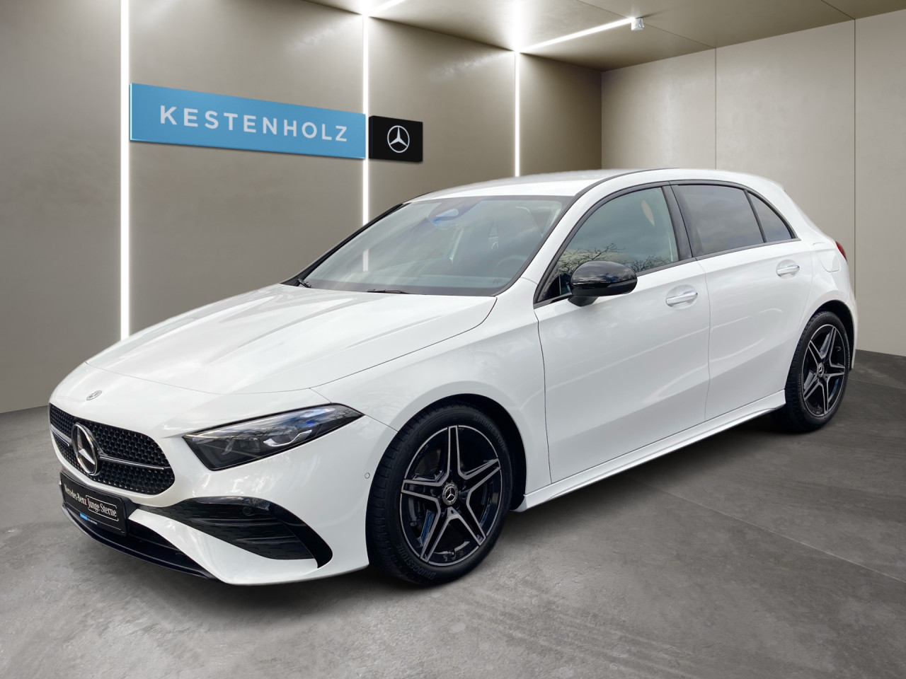 Getriebe: Automatikgetriebe 7G-DCT, 7 G&auml;ngeAusstattungslinie: AMG Line Exterieur: Advanced Plus,  AMG Line InterieurAusstattungspakete: Winterpaket,  AMG Sportpaket,  Komfort Paket: Sitzkomfort-Paket,  Night-Paket,  Licht- und Sichtpaket,  SpiegelpaketAssistenzsysteme: Fernlichtassistent,  Aktiver Park-Assistent inkl. PARKTRONIC,  R&uuml;ckfahrkamera,  Fahrlichtautomatik,  DISTRONIC,  Berganfahrhilfe,  Spracheingabesystem,  M&uuml;digkeitserkennung,  Spurhalteassistent,  Bremsassistent,  COLLISION PREVENTION ASSIST,  ATTENTION ASSIST,  VerkehrszeichenerkennungLicht und Sicht: Multibeam LED Scheinwerfer,  Tagfahrlicht,  Regensensor,  Automatisch abblendender Innenspiegel,  W&auml;rmeschutzverglasung,  Ambientebeleuchtung mehrfarbig,  LichtsensorAudio &amp; Kommunikation: MBUX,  Navigationssystem,  Radio,  Multi-Funktions-Display,  Digitaler Radioempfang DAB,  USB Anschluss,  Mercedes connect me,  Handyvorbereitung Bluetooth,  Android Auto u. Apple CarPlay,  Kabelloses Laden f&uuml;r Handys,  WLAN HotspotKomfort: Digitales Kombiinstrument,  Klimaautomatik,  Fahrersitz h&ouml;henverstellbar,  Lordosenst&uuml;tze Fahrer/Beifahrer,  Sitzheizung Fahrer/Beifahrer,  Sportsitze,  Armauflage hinten,  Direktlenkung,  Lenks&auml;ule verstellbar,  Keyless-Go,  Auto Start Stop Funktion,  Zentralver. mit Fernbedienung,  Fensterheber elektrisch,  Kopfst&uuml;tzen vorn und hinten,  DYNAMIC SELECT,  Getr&auml;nkehalter vornInterieur: Sitze Kunstleder Ledernachbildung ARTICO / Mikrofaser MICROCUT schwarz,  Innenfarbe schwarz,  Multifunktions-Sport-/Lederlenkrad,  Lenkradheizung,  Bordcomputer,  R&uuml;cksitze klappbar,  Dekoreinlagen: Zierelemente Aluminium mit L&auml;ngsschliff hell,  Bodenbelag Teppich,  Lenkrad-SchaltwippenExterieur: Touchscreen Bedienung,  Sportbremsanlage,  AMG Leichtmetallfelgen 18 Zoll,  Au&szlig;enspiegel elekt. anklappbar,  Reifenpannenset,  Notrufsystem,  FahrzeugpersonalisierungSicherheit: i-Size Kindersitzbefestigung,  Fu&szlig;g&auml;ngerschutzsystem,  Fahrer- /Beifahrerairbag,  Seitenairbag vorn,  Knieairbag Fahrer,  Traktionskontrolle,  Elektr. Stabilit&auml;tsprogramm ESP,  Reifendruckkontrolle,  Wegfahrsperre,  Au&szlig;entemperatur Anzeige,  Antiblockiersystem ABS,  Bremsverschlei&szlig;anzeige,  Notbremsassistent,  Totwinkel-AssistentWeitere Ausstattung: PDB Advanced-Plus-Paket mit  Digitalen Extras,  Gebrauchtwagensiegel: Junge SterneSonstige Ma&szlig;e und Gewichte: Nutzlast: 480 kg,  zul&auml;ssiges Gesamtgewicht: 1.865 kg,  Radstand: 2.729 mmIrrt&uuml;mer und &Auml;nderungen vorbehalten