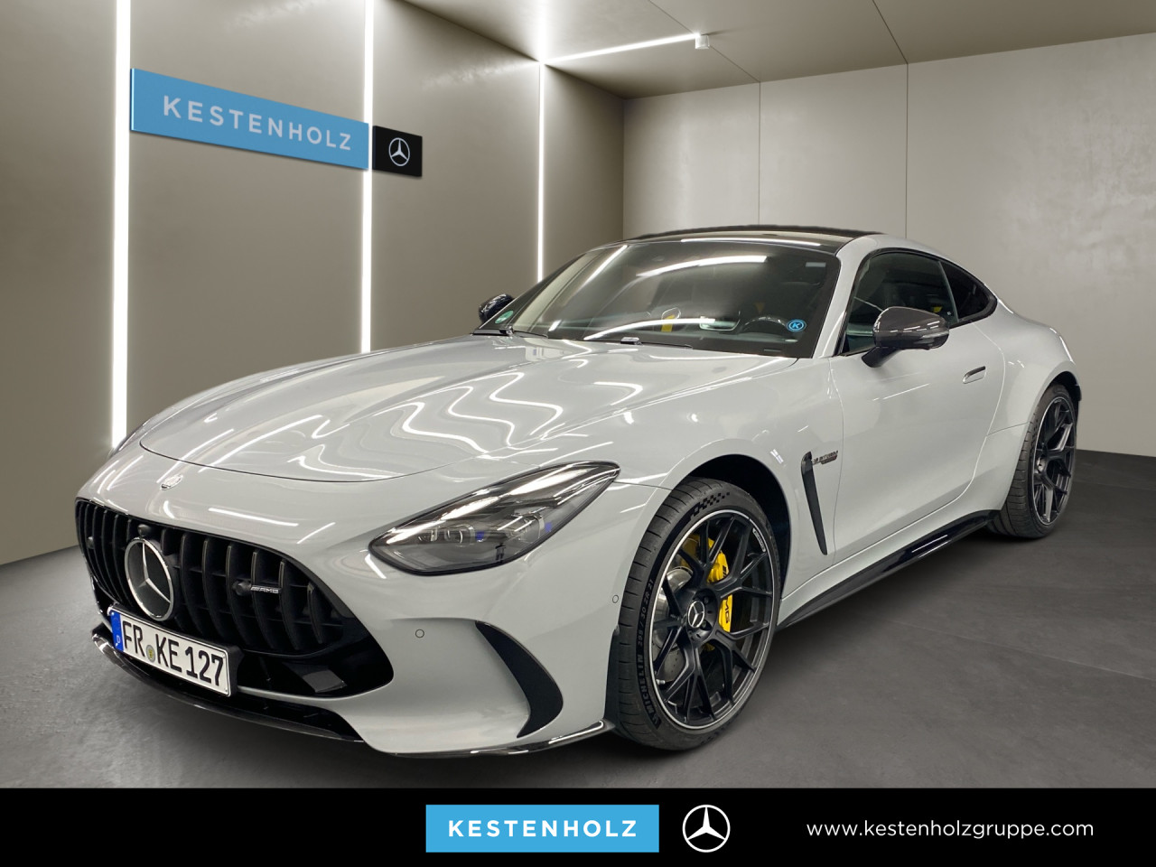 Getriebe: Automatikgetriebe 9 G-TRONIC, 9 G&auml;ngeAusstattungspakete: AMG Night-Paket,  SpiegelpaketAssistenzsysteme: Head-up-Display HUD,  Fernlichtassistent,  Aktiver Park-Assistent inkl. PARKTRONIC,  Surround-Kamerasystem,  DISTRONIC PLUS,  Berganfahrhilfe,  Spracheingabesystem,  M&uuml;digkeitserkennung,  Spurwechselassistent: aktiv,  Spurhalteassistent mit aktivem Lenk-Assistent,  Fahrerassistenzpaket,  COLLISION PREVENTION ASSIST,  Verkehrszeichenerkennung m. Geschwindigkeitslimit-AssistentLicht und Sicht: Digital Light,  Tagfahrlicht,  Automatisch abblendende Innen- und Au&szlig;enspiegel,  W&auml;rmeschutzverglasung,  Ambientebeleuchtung,  Lichtsensor,  MAGIC VISION CONTROLAudio &amp; Kommunikation: MBUX,  Navigationssystem,  Radio: Vorr&uuml;stung f&uuml;r digitales Radio,  Digitaler Radioempfang DAB,  Burmester Surround-Soundsystem,  USB Anschluss,  Handyvorbereitung Bluetooth,  Android Auto u. Apple CarPlay,  Kabelloses Laden f&uuml;r Handys,  WLAN HotspotKomfort: Klimaautomatik,  Panoramadach,  Fahrersitz elektrisch,  Memoryfunktion Fahrersitz,  Sitzheizung Fahrer/Beifahrer,  Multikontursitze,  Armauflage Fahrer/Beifahrer,  Servolenkung,  Lenks&auml;ule verstellbar,  Keyless-Start,  Start-Stopp System,  Zentralverriegelung,  Fensterheber elektrisch,  EASY-PACK Heckklappe,  Sitzklimatisierung vorn,  Getr&auml;nkehalterInterieur: Sitze Leder Leder Nappa schwarz,  Innenfarbe schwarz,  Multifunktionslenkrad,  Lenkradheizung,  Bordcomputer,  R&uuml;cksitze klappbar: Fondsitze mit umklappbaren Sitzlehnen,  Dekoreinlagen: H73 AMG Zierelemente Carbon,  Lenkrad-SchaltwippenExterieur: Touchscreen Bedienung,  Differentialsperre hinten: elektronisch,  AMG Hochleistungs-Bremsanlage,  AMG Leichtmetallfelgen 21 Zoll,  Au&szlig;enspiegel elekt. anklappbar,  Reifenpannenset,  Notrufsystem,  Stauassistent,  Rettungsgassen-Assistent,  Fahrzeugpersonalisierung,  AllradlenkungSicherheit: ISOFIX und i-Size Kindersitzbefestigung,  Fu&szlig;g&auml;ngerschutzsystem,  Fahrer- /Beifahrerairbag,  Seitenairbag vorn und hinten,  Knieairbag Fahrer,  Traktionskontrolle,  Elektr. Stabilit&auml;tsprogramm ESP,  Reifendruckkontrolle,  Diebstahlwarnanlage,  Wegfahrsperre,  Au&szlig;entemperatur Anzeige,  Antiblockiersystem ABS,  Bremsverschlei&szlig;anzeige,  Proaktives Insassenschutzsystem,  NotbremsassistentWeitere Ausstattung: 339 AMG Real Performance Sound,  01U Digitales Extra: Vorr&uuml;stung f&uuml;r Navigationsdienste,  KEYLESS-GO Start-Funktion,  34U Digitales Extra: Remote Services Premium,  1B3 Techn. Kommunikationsmodulvariante f&uuml;r ECE,  AMG Dynamic-Plus-Paket,  2U1 AIRPANEL,  N2T Steuercode Abgastest im Werk 067,  U94 AMG Heckfl&uuml;gel feststehend,  367 Digitales Extra: Vorr&uuml;stung f&uuml;r Live Traffic Information,  2U8 K&auml;ltemittel 1234yf,  6U6 AMG Tankdeckel,  Memory-Paket,  470 AMG ACTIVE RIDE CONTROL Fahrwerk,  B28 AMG Au&szlig;enspiegelgeh&auml;use in Carbon-Design,  AMG Aerodynamik-Paket,  805 Modelljahrcode,  P82 GUARD 360&deg; Fahrzeugschutz Plus,  AMG Track Pace,  773 AMG Carbon-Paket Exterieur,  896 Vorr&uuml;stung f&uuml;r digitalen Fahrzeugschl&uuml;ssel f&uuml;r Smartphone,  383 Kommunikationsmodul (LTE) f&uuml;r die Nutzung von Digitalen Extras,  5U6 Schwarz lackierte K&uuml;hlerlamellen,  Laderaum-Paket,  272 Ausweichunterst&uuml;tzung,  42U Vorr&uuml;stung f&uuml;r Projektionsfunktion Symbole,  30U Projektionsfunktion von Symbolen,  6P5 Steuercode Vertrieb  f. Code 475,  82V Speed- und Loadindex 103W + 107W,  0U1 Headunit L&auml;nderset f&uuml;r ECE (NTG 7),  K14 Serviceintervall 20.000 KM,  321 Fingerabdruck Scanner,  43U Vorr&uuml;stung f&uuml;r Projektionsfunktion Animationen,  7S8 CONTROL CODE WLTP 3RD ACT,  PRE-SAFE-System,  U69 AMG Bremss&auml;ttel gelb lackiert,  K31 Ger&auml;uschvorschrift nach ECE R51-3,  P53 ENERGIZING AIR CONTROL,  464 Fahrerdisplay,  588 Lichtinszenierung mit AMG Pattern,  502 Multi Year Update for COMAND,  986 Identifikationsschild mit VIN-Nummer,  61U MANUFAKTUR Innenhimmel Mikrofaser MICROCUT schwarz,  7U8 Typkennzeichen auf Heckdeckel und Kotfl&uuml;geln in Hochglanzschwarz,  868 Zentraldisplay,  160 Designschl&uuml;ssel mit Chromapplikationen,  Gebrauchtwagensiegel: Junge SterneSonstige Ma&szlig;e und Gewichte: Nutzlast: 190 kg,  zul&auml;ssiges Gesamtgewicht: 2.290 kg,  Radstand: 2.700 mm24 Monate Garantie ab Erstzulassung. Fahrzeug hat Haltedauer. Liefertermin in Abstimmung mit dem Verk&auml;ufer. Irrt&uuml;mer und &Auml;nderungen vorbehalten