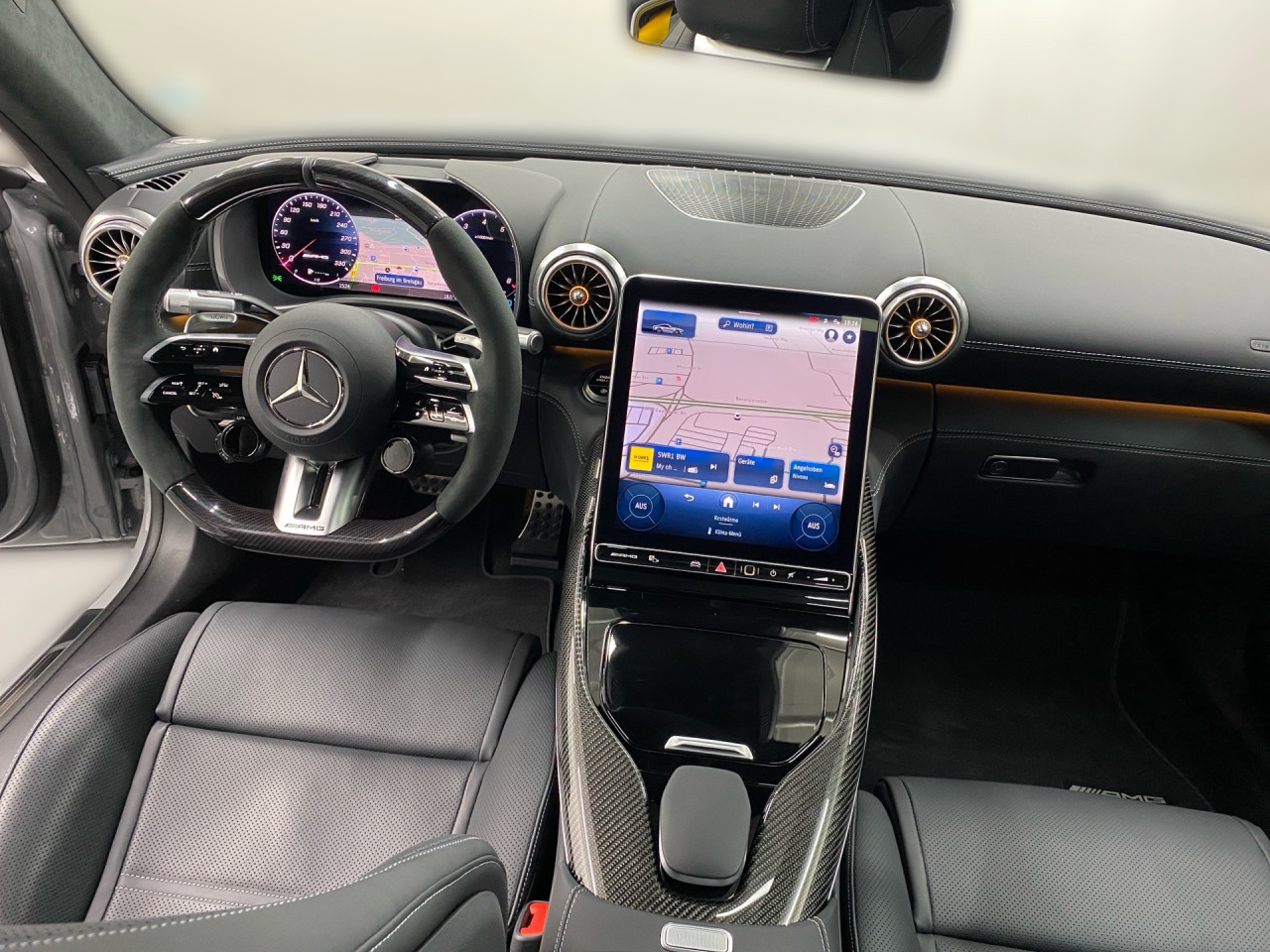 Getriebe: Automatikgetriebe 9 G-TRONIC, 9 G&auml;ngeAusstattungspakete: AMG Night-Paket,  SpiegelpaketAssistenzsysteme: Head-up-Display HUD,  Fernlichtassistent,  Aktiver Park-Assistent inkl. PARKTRONIC,  Surround-Kamerasystem,  DISTRONIC PLUS,  Berganfahrhilfe,  Spracheingabesystem,  M&uuml;digkeitserkennung,  Spurwechselassistent: aktiv,  Spurhalteassistent mit aktivem Lenk-Assistent,  Fahrerassistenzpaket,  COLLISION PREVENTION ASSIST,  Verkehrszeichenerkennung m. Geschwindigkeitslimit-AssistentLicht und Sicht: Digital Light,  Tagfahrlicht,  Automatisch abblendende Innen- und Au&szlig;enspiegel,  W&auml;rmeschutzverglasung,  Ambientebeleuchtung,  Lichtsensor,  MAGIC VISION CONTROLAudio &amp; Kommunikation: MBUX,  Navigationssystem,  Radio: Vorr&uuml;stung f&uuml;r digitales Radio,  Digitaler Radioempfang DAB,  Burmester Surround-Soundsystem,  USB Anschluss,  Handyvorbereitung Bluetooth,  Android Auto u. Apple CarPlay,  Kabelloses Laden f&uuml;r Handys,  WLAN HotspotKomfort: Klimaautomatik,  Panoramadach,  Fahrersitz elektrisch,  Memoryfunktion Fahrersitz,  Sitzheizung Fahrer/Beifahrer,  Multikontursitze,  Armauflage Fahrer/Beifahrer,  Servolenkung,  Lenks&auml;ule verstellbar,  Keyless-Start,  Start-Stopp System,  Zentralverriegelung,  Fensterheber elektrisch,  EASY-PACK Heckklappe,  Sitzklimatisierung vorn,  Getr&auml;nkehalterInterieur: Sitze Leder Leder Nappa schwarz,  Innenfarbe schwarz,  Multifunktionslenkrad,  Lenkradheizung,  Bordcomputer,  R&uuml;cksitze klappbar: Fondsitze mit umklappbaren Sitzlehnen,  Dekoreinlagen: H73 AMG Zierelemente Carbon,  Lenkrad-SchaltwippenExterieur: Touchscreen Bedienung,  Differentialsperre hinten: elektronisch,  AMG Hochleistungs-Bremsanlage,  AMG Leichtmetallfelgen 21 Zoll,  Au&szlig;enspiegel elekt. anklappbar,  Reifenpannenset,  Notrufsystem,  Stauassistent,  Rettungsgassen-Assistent,  Fahrzeugpersonalisierung,  AllradlenkungSicherheit: ISOFIX und i-Size Kindersitzbefestigung,  Fu&szlig;g&auml;ngerschutzsystem,  Fahrer- /Beifahrerairbag,  Seitenairbag vorn und hinten,  Knieairbag Fahrer,  Traktionskontrolle,  Elektr. Stabilit&auml;tsprogramm ESP,  Reifendruckkontrolle,  Diebstahlwarnanlage,  Wegfahrsperre,  Au&szlig;entemperatur Anzeige,  Antiblockiersystem ABS,  Bremsverschlei&szlig;anzeige,  Proaktives Insassenschutzsystem,  NotbremsassistentWeitere Ausstattung: 339 AMG Real Performance Sound,  01U Digitales Extra: Vorr&uuml;stung f&uuml;r Navigationsdienste,  KEYLESS-GO Start-Funktion,  34U Digitales Extra: Remote Services Premium,  1B3 Techn. Kommunikationsmodulvariante f&uuml;r ECE,  AMG Dynamic-Plus-Paket,  2U1 AIRPANEL,  N2T Steuercode Abgastest im Werk 067,  U94 AMG Heckfl&uuml;gel feststehend,  367 Digitales Extra: Vorr&uuml;stung f&uuml;r Live Traffic Information,  2U8 K&auml;ltemittel 1234yf,  6U6 AMG Tankdeckel,  Memory-Paket,  470 AMG ACTIVE RIDE CONTROL Fahrwerk,  B28 AMG Au&szlig;enspiegelgeh&auml;use in Carbon-Design,  AMG Aerodynamik-Paket,  805 Modelljahrcode,  P82 GUARD 360&deg; Fahrzeugschutz Plus,  AMG Track Pace,  773 AMG Carbon-Paket Exterieur,  896 Vorr&uuml;stung f&uuml;r digitalen Fahrzeugschl&uuml;ssel f&uuml;r Smartphone,  383 Kommunikationsmodul (LTE) f&uuml;r die Nutzung von Digitalen Extras,  5U6 Schwarz lackierte K&uuml;hlerlamellen,  Laderaum-Paket,  272 Ausweichunterst&uuml;tzung,  42U Vorr&uuml;stung f&uuml;r Projektionsfunktion Symbole,  30U Projektionsfunktion von Symbolen,  6P5 Steuercode Vertrieb  f. Code 475,  82V Speed- und Loadindex 103W + 107W,  0U1 Headunit L&auml;nderset f&uuml;r ECE (NTG 7),  K14 Serviceintervall 20.000 KM,  321 Fingerabdruck Scanner,  43U Vorr&uuml;stung f&uuml;r Projektionsfunktion Animationen,  7S8 CONTROL CODE WLTP 3RD ACT,  PRE-SAFE-System,  U69 AMG Bremss&auml;ttel gelb lackiert,  K31 Ger&auml;uschvorschrift nach ECE R51-3,  P53 ENERGIZING AIR CONTROL,  464 Fahrerdisplay,  588 Lichtinszenierung mit AMG Pattern,  502 Multi Year Update for COMAND,  986 Identifikationsschild mit VIN-Nummer,  61U MANUFAKTUR Innenhimmel Mikrofaser MICROCUT schwarz,  7U8 Typkennzeichen auf Heckdeckel und Kotfl&uuml;geln in Hochglanzschwarz,  868 Zentraldisplay,  160 Designschl&uuml;ssel mit Chromapplikationen,  Gebrauchtwagensiegel: Junge SterneSonstige Ma&szlig;e und Gewichte: Nutzlast: 190 kg,  zul&auml;ssiges Gesamtgewicht: 2.290 kg,  Radstand: 2.700 mm24 Monate Garantie ab Erstzulassung. Fahrzeug hat Haltedauer. Liefertermin in Abstimmung mit dem Verk&auml;ufer. Irrt&uuml;mer und &Auml;nderungen vorbehalten
