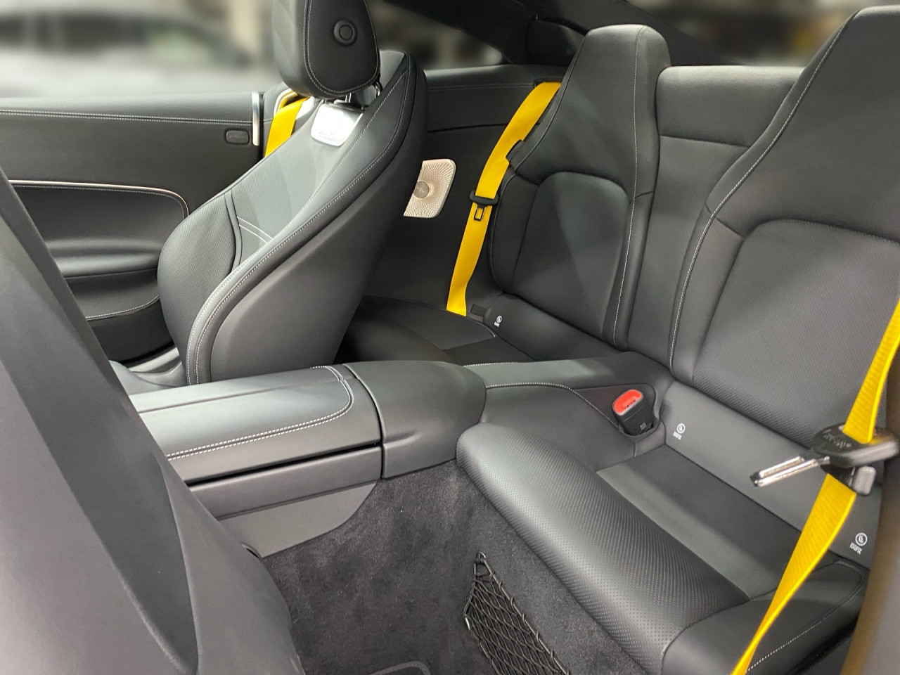 Getriebe: Automatikgetriebe 9 G-TRONIC, 9 G&auml;ngeAusstattungspakete: AMG Night-Paket,  SpiegelpaketAssistenzsysteme: Head-up-Display HUD,  Fernlichtassistent,  Aktiver Park-Assistent inkl. PARKTRONIC,  Surround-Kamerasystem,  DISTRONIC PLUS,  Berganfahrhilfe,  Spracheingabesystem,  M&uuml;digkeitserkennung,  Spurwechselassistent: aktiv,  Spurhalteassistent mit aktivem Lenk-Assistent,  Fahrerassistenzpaket,  COLLISION PREVENTION ASSIST,  Verkehrszeichenerkennung m. Geschwindigkeitslimit-AssistentLicht und Sicht: Digital Light,  Tagfahrlicht,  Automatisch abblendende Innen- und Au&szlig;enspiegel,  W&auml;rmeschutzverglasung,  Ambientebeleuchtung,  Lichtsensor,  MAGIC VISION CONTROLAudio &amp; Kommunikation: MBUX,  Navigationssystem,  Radio: Vorr&uuml;stung f&uuml;r digitales Radio,  Digitaler Radioempfang DAB,  Burmester Surround-Soundsystem,  USB Anschluss,  Handyvorbereitung Bluetooth,  Android Auto u. Apple CarPlay,  Kabelloses Laden f&uuml;r Handys,  WLAN HotspotKomfort: Klimaautomatik,  Panoramadach,  Fahrersitz elektrisch,  Memoryfunktion Fahrersitz,  Sitzheizung Fahrer/Beifahrer,  Multikontursitze,  Armauflage Fahrer/Beifahrer,  Servolenkung,  Lenks&auml;ule verstellbar,  Keyless-Start,  Start-Stopp System,  Zentralverriegelung,  Fensterheber elektrisch,  EASY-PACK Heckklappe,  Sitzklimatisierung vorn,  Getr&auml;nkehalterInterieur: Sitze Leder Leder Nappa schwarz,  Innenfarbe schwarz,  Multifunktionslenkrad,  Lenkradheizung,  Bordcomputer,  R&uuml;cksitze klappbar: Fondsitze mit umklappbaren Sitzlehnen,  Dekoreinlagen: H73 AMG Zierelemente Carbon,  Lenkrad-SchaltwippenExterieur: Touchscreen Bedienung,  Differentialsperre hinten: elektronisch,  AMG Hochleistungs-Bremsanlage,  AMG Leichtmetallfelgen 21 Zoll,  Au&szlig;enspiegel elekt. anklappbar,  Reifenpannenset,  Notrufsystem,  Stauassistent,  Rettungsgassen-Assistent,  Fahrzeugpersonalisierung,  AllradlenkungSicherheit: ISOFIX und i-Size Kindersitzbefestigung,  Fu&szlig;g&auml;ngerschutzsystem,  Fahrer- /Beifahrerairbag,  Seitenairbag vorn und hinten,  Knieairbag Fahrer,  Traktionskontrolle,  Elektr. Stabilit&auml;tsprogramm ESP,  Reifendruckkontrolle,  Diebstahlwarnanlage,  Wegfahrsperre,  Au&szlig;entemperatur Anzeige,  Antiblockiersystem ABS,  Bremsverschlei&szlig;anzeige,  Proaktives Insassenschutzsystem,  NotbremsassistentWeitere Ausstattung: 339 AMG Real Performance Sound,  01U Digitales Extra: Vorr&uuml;stung f&uuml;r Navigationsdienste,  KEYLESS-GO Start-Funktion,  34U Digitales Extra: Remote Services Premium,  1B3 Techn. Kommunikationsmodulvariante f&uuml;r ECE,  AMG Dynamic-Plus-Paket,  2U1 AIRPANEL,  N2T Steuercode Abgastest im Werk 067,  U94 AMG Heckfl&uuml;gel feststehend,  367 Digitales Extra: Vorr&uuml;stung f&uuml;r Live Traffic Information,  2U8 K&auml;ltemittel 1234yf,  6U6 AMG Tankdeckel,  Memory-Paket,  470 AMG ACTIVE RIDE CONTROL Fahrwerk,  B28 AMG Au&szlig;enspiegelgeh&auml;use in Carbon-Design,  AMG Aerodynamik-Paket,  805 Modelljahrcode,  P82 GUARD 360&deg; Fahrzeugschutz Plus,  AMG Track Pace,  773 AMG Carbon-Paket Exterieur,  896 Vorr&uuml;stung f&uuml;r digitalen Fahrzeugschl&uuml;ssel f&uuml;r Smartphone,  383 Kommunikationsmodul (LTE) f&uuml;r die Nutzung von Digitalen Extras,  5U6 Schwarz lackierte K&uuml;hlerlamellen,  Laderaum-Paket,  272 Ausweichunterst&uuml;tzung,  42U Vorr&uuml;stung f&uuml;r Projektionsfunktion Symbole,  30U Projektionsfunktion von Symbolen,  6P5 Steuercode Vertrieb  f. Code 475,  82V Speed- und Loadindex 103W + 107W,  0U1 Headunit L&auml;nderset f&uuml;r ECE (NTG 7),  K14 Serviceintervall 20.000 KM,  321 Fingerabdruck Scanner,  43U Vorr&uuml;stung f&uuml;r Projektionsfunktion Animationen,  7S8 CONTROL CODE WLTP 3RD ACT,  PRE-SAFE-System,  U69 AMG Bremss&auml;ttel gelb lackiert,  K31 Ger&auml;uschvorschrift nach ECE R51-3,  P53 ENERGIZING AIR CONTROL,  464 Fahrerdisplay,  588 Lichtinszenierung mit AMG Pattern,  502 Multi Year Update for COMAND,  986 Identifikationsschild mit VIN-Nummer,  61U MANUFAKTUR Innenhimmel Mikrofaser MICROCUT schwarz,  7U8 Typkennzeichen auf Heckdeckel und Kotfl&uuml;geln in Hochglanzschwarz,  868 Zentraldisplay,  160 Designschl&uuml;ssel mit Chromapplikationen,  Gebrauchtwagensiegel: Junge SterneSonstige Ma&szlig;e und Gewichte: Nutzlast: 190 kg,  zul&auml;ssiges Gesamtgewicht: 2.290 kg,  Radstand: 2.700 mm24 Monate Garantie ab Erstzulassung. Fahrzeug hat Haltedauer. Liefertermin in Abstimmung mit dem Verk&auml;ufer. Irrt&uuml;mer und &Auml;nderungen vorbehalten