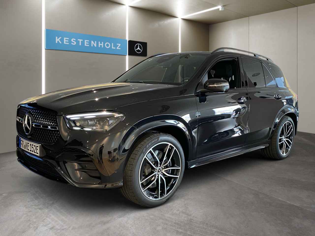 Getriebe: Automatikgetriebe 9 G-TRONIC, 9 G&auml;ngeDetailangaben f&uuml;r XEV Fahrzeug: Batterietechnologie: Lithium-Ionen,  Nutzbare Batteriekapazit&auml;t: 25,0kWhAusstattungslinie: Ausstattungslinie Exterieur,  AMG Line InterieurAusstattungspakete: Winterpaket,  AMG Sportpaket,  Premiumpaket,  Night-Paket,  Chrompaket,  SpiegelpaketAssistenzsysteme: Head-up-Display HUD,  Fernlichtassistent,  Aktiver Park-Assistent inkl. PARKTRONIC,  Surround-Kamerasystem: Park-Paket mit 360&deg;-Kamera,  DISTRONIC,  Berganfahrhilfe,  Bergabfahrhilfe,  Spracheingabesystem,  M&uuml;digkeitserkennung,  Spurhalteassistent mit aktivem Lenk-Assistent,  Fahrerassistenzpaket,  Anh&auml;ngerrangierassistent,  COLLISION PREVENTION ASSIST,  Verkehrszeichenerkennung m. Geschwindigkeitslimit-Assistent,  GespannstabilisierungLicht und Sicht: Multibeam LED Scheinwerfer,  Tagfahrlicht,  Automatisch abblendender Innenspiegel,  W&auml;rmeschutzverglasung,  Ambientebeleuchtung,  Lichtsensor,  MAGIC VISION CONTROLAudio &amp; Kommunikation: MBUX,  Navigationssystem,  Radio,  Digitaler Radioempfang DAB,  Burmester Surround-Soundsystem,  USB Anschluss,  Mercedes connect me,  Handyvorbereitung Bluetooth,  Android Auto u. Apple CarPlay,  WLAN HotspotKomfort: Widescreen Cockpit,  Klimaautomatik,  Panorama-Schiebedach,  Fahrer-/Beifahrersitz elektrisch,  Memoryfunktion Fahrersitz,  Lordosenst&uuml;tze Fahrer/Beifahrer,  Sitzheizung vorn u. hinten,  Armauflage Fahrer/Beifahrer,  Servolenkung,  Lenks&auml;ule verstellbar,  Keyless-Start,  Start-Stopp System,  Zentralver. mit Fernbedienung,  Fensterheber elektrisch,  EASY-PACK Heckklappe,  Sitzklimatisierung vorn,  Fahrprofilauswahl,  Getr&auml;nkehalter vorn,  VorklimatisierungInterieur: Sitze Leder Leder Nappa / Leder schwarz,  Innenfarbe schwarz,  Multifunktions-Sport-/Lederlenkrad,  Lenkradheizung,  Bordcomputer,  Laderaumabdeckung: Easy Pack,  Dekoreinlagen: H31 Zierelemente Holz Eiche anthrazit offenporig,  Lenkrad-SchaltwippenExterieur: AIRMATIC DC,  Anh&auml;ngerkupplung schwenkbar,  Touchscreen Bedienung,  AMG Leichtmetallfelgen 22 Zoll,  Au&szlig;enspiegel elekt. anklappbar,  Bremsenergier&uuml;ckgewinnung,  Reifenpannenset,  Notrufsystem,  Ladekabel,  FahrzeugpersonalisierungSicherheit: i-Size Kindersitzbefestigung,  Fahrer- /Beifahrerairbag,  Kopfairbag vorn,  Seitenairbag vorn und hinten,  Knieairbag Fahrer,  Traktionskontrolle,  Elektr. Stabilit&auml;tsprogramm ESP,  Reifendruckkontrolle,  Wegfahrsperre,  Au&szlig;entemperatur Anzeige,  Antiblockiersystem ABS,  Bremsverschlei&szlig;anzeige,  Proaktives Insassenschutzsystem,  Notbremsassistent,  Akustischer Umfeldschutz,  Totwinkel-AssistentWeitere Ausstattung: 2S0 Digitales Extra: Individualisierungs-Paket,  82B On-board AC-Lader bis 11 kW,  321 Fingerabdrucksensor,  Memory-Paket,  34U Digitales Extra: Remote Services Premium,  38U Digitales Extra: Remote und Charging Services Plus,  AKTIVER STAU-ASSISTENT,  K33 Erweitertes automatisches Wiederanfahren im Stau,  273 AusstiegswarnfunktionSonstige Ma&szlig;e und Gewichte: Nutzlast: 580 kg,  zul&auml;ssiges Gesamtgewicht: 3.260 kg,  Radstand: 2.995 mm24 Monate Garantie ab Erstzulassung. Fahrzeug hat Haltedauer. Liefertermin in Abstimmung mit dem Verk&auml;ufer. Irrt&uuml;mer und &Auml;nderungen vorbehalten