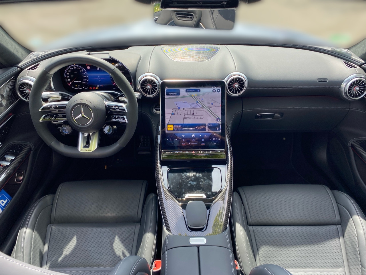 Getriebe: Automatikgetriebe AMG SpeedshiftAusstattungspakete: AMG Night-Paket,  SpiegelpaketAssistenzsysteme: Head-up-Display HUD,  Fernlichtassistent,  Aktiver Park-Assistent,  R&uuml;ckfahrkamera,  Surround-Kamerasystem,  DISTRONIC PLUS,  Berganfahrhilfe,  Spracheingabesystem,  M&uuml;digkeitserkennung,  Aktiver Spurwechselassistent,  Aktiver Lenk-Assistent,  Fahrerassistenzpaket,  COLLISION PREVENTION ASSIST,  Verkehrszeichenerkennung m. Geschwindigkeitslimit-AssistentLicht und Sicht: Digital Light,  Tagfahrlicht,  Automatisch abblendende Innen- und Au&szlig;enspiegel,  Ambientebeleuchtung,  Lichtsensor,  MAGIC VISION CONTROLAudio &amp; Kommunikation: MBUX,  Navigationssystem,  Radio,  Multi-Funktions-Display,  Digitaler Radioempfang DAB,  Burmester Surround-Soundsystem,  USB Anschluss,  Handyvorbereitung Bluetooth,  Android Auto u. Apple CarPlay,  Kabelloses Laden f&uuml;r Handys,  WLAN HotspotKomfort: Widescreen Cockpit,  Klimaautomatik,  Memoryfunktion Fahrersitz,  Sitzheizung Fahrer/Beifahrer,  AMG Performance Sitze,  Armauflage Fahrer/Beifahrer,  Servolenkung,  Lenks&auml;ule verstellbar,  Keyless-Start,  Start-Stopp System,  Zentralverriegelung,  Fensterheber elektrisch,  Automatisch &ouml;ffnende Heckklappe,  AIRSCARF-Kopfraumheizung,  Sitzklimatisierung vorn,  Getr&auml;nkehalterInterieur: Sitze Leder Leder Nappa schwarz,  Innenfarbe schwarz,  Multifunktions-Sport-/Lederlenkrad,  Lenkradheizung,  Bordcomputer,  Dekoreinlagen: H73 AMG Zierelemente Carbon,  Lenkrad-SchaltwippenExterieur: Touchscreen Bedienung,  Differentialsperre hinten: elektronisch,  AMG Hochleistungs-Bremsanlage,  AMG Leichtmetallfelgen 21 Zoll,  Au&szlig;enspiegel elekt. anklappbar,  Softtop,  Reifenpannenset,  Notrufsystem,  Stauassistent,  Rettungsgassen-Assistent,  Fahrzeugpersonalisierung,  AllradlenkungSicherheit: ISOFIX und i-Size Kindersitzbefestigung,  Fu&szlig;g&auml;ngerschutzsystem,  Fahrer- /Beifahrerairbag,  Seitenairbag vorn,  Knieairbag Fahrer,  Traktionskontrolle,  Elektr. Stabilit&auml;tsprogramm ESP,  Reifendruckkontrolle,  Diebstahlwarnanlage,  Wegfahrsperre,  Au&szlig;entemperatur Anzeige,  Antiblockiersystem ABS,  Bremsverschlei&szlig;anzeige,  Proaktives Insassenschutzsystem,  NotbremsassistentWeitere Ausstattung: 339 AMG Real Performance Sound,  34U Digitales Extra: Remote Services Premium,  Memory-Paket,  470 AMG ACTIVE RIDE CONTROL Fahrwerk,  P82 GUARD 360&deg; Fahrzeugschutz Plus,  AMG Track Pace,  383 Kommunikationsmodul (LTE) f&uuml;r die Nutzung von Digitalen Extras,  Laderaum-Paket,  272 Ausweichunterst&uuml;tzung,  30U Projektionsfunktion f&uuml;r Linien,  AMG Dynamic-Plus-Paket,  321 Fingerabdrucksensor,  295 Headbags im Fond,  U69 AMG Bremss&auml;ttel gelb lackiert,  588 Lichtinszenierung mit AMG PatternSonstige Ma&szlig;e und Gewichte: Nutzlast: 350 kg,  zul&auml;ssiges Gesamtgewicht: 2.290 kg,  Radstand: 2.700 mm24 Monate Garantie ab Erstzulassung. Fahrzeug hat Haltedauer. Liefertermin in Abstimmung mit dem Verk&auml;ufer. Irrt&uuml;mer und &Auml;nderungen vorbehalten