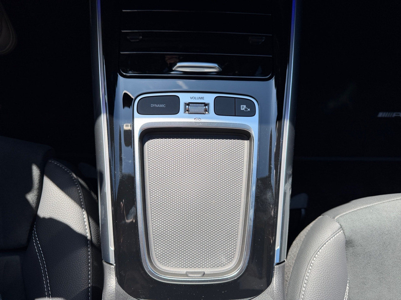 Getriebe: Automatikgetriebe 7G-DCT, 7 G&auml;ngeAusstattungslinie: AMG Line Exterieur: Advanced Plus,  AMG Line InterieurAusstattungspakete: AMG Sportpaket,  Komfort Paket: Sitzkomfort-Paket,  Night-Paket,  Licht- und Sichtpaket,  SpiegelpaketAssistenzsysteme: Fernlichtassistent,  Aktiver Park-Assistent inkl. PARKTRONIC,  Surround-Kamerasystem: Park-Paket mit 360&deg;-Kamera,  DISTRONIC,  Berganfahrhilfe,  Spracheingabesystem,  M&uuml;digkeitserkennung,  Aktiver Lenk-Assistent,  Fahrerassistenzpaket,  COLLISION PREVENTION ASSIST,  Verkehrszeichenerkennung m. Geschwindigkeitslimit-Assistent,  GespannstabilisierungLicht und Sicht: LED-Scheinwerfer,  Tagfahrlicht,  Regensensor,  Automatisch abblendender Innenspiegel,  W&auml;rmeschutzverglasung,  Ambientebeleuchtung mehrfarbig,  LichtsensorAudio &amp; Kommunikation: MBUX,  Navigationssystem,  Radio,  Digitaler Radioempfang DAB,  Soundsystem,  USB Anschluss,  Mercedes connect me,  Handyvorbereitung Bluetooth,  Android Auto u. Apple CarPlay,  Kabelloses Laden f&uuml;r Handys,  WLAN HotspotKomfort: Digitales Kombiinstrument,  Klimaautomatik,  Panorama-Schiebedach,  Lordosenst&uuml;tze Fahrer/Beifahrer,  Sitzheizung Fahrer/Beifahrer,  Sportsitze,  Armauflage hinten,  Direktlenkung,  Lenks&auml;ule verstellbar,  HANDS-FREE ACCESS,  Start-Stopp System,  Zentralver. mit Fernbedienung,  Fensterheber elektrisch,  EASY-PACK Heckklappe,  DYNAMIC SELECT,  Getr&auml;nkehalter vornInterieur: Sitze Kunstleder Ledernachbildung ARTICO / Mikrofaser MICROCUT schwarz,  Innenfarbe schwarz,  Multifunktions-Sport-/Lederlenkrad,  Bordcomputer,  Dekoreinlagen: H44 Zierelemente Aluminium mit L&auml;ngsschliff hell,  Lenkrad-SchaltwippenExterieur: Anh&auml;ngerkupplung schwenkbar,  Tieferlegung: Komfortfahrwerk mit Tieferlegung,  Touchscreen Bedienung,  Sportbremsanlage,  AMG Leichtmetallfelgen 19 Zoll,  Au&szlig;enspiegel elekt. anklappbar,  Dachreling: schwarz,  Reifenpannenset,  Notrufsystem,  StauassistentSicherheit: i-Size Kindersitzbefestigung,  Fu&szlig;g&auml;ngerschutzsystem,  Fahrer- /Beifahrerairbag,  Seitenairbag vorn und hinten,  Knieairbag Fahrer,  Traktionskontrolle,  Elektr. Stabilit&auml;tsprogramm ESP,  Reifendruckkontrolle,  Wegfahrsperre,  Au&szlig;entemperatur Anzeige,  Antiblockiersystem ABS,  Bremsverschlei&szlig;anzeige,  Proaktives Insassenschutzsystem,  Notbremsassistent,  Totwinkel-AssistentWeitere Ausstattung: 2S0 Digitales Extra: Individualisierungs-Paket,  859 CENTRAL MEDIA DISPLAY,  Special Edition,  567 Fondsitze l&auml;ngs verstellbar,  273 Ausstiegswarnfunktion,  Laderaum-Paket,  PXV Steuercode f&uuml;r WerkszuordnungSonstige Ma&szlig;e und Gewichte: Nutzlast: 500 kg,  zul&auml;ssiges Gesamtgewicht: 2.070 kg,  Radstand: 2.729 mm24 Monate Garantie ab Erstzulassung. Fahrzeug hat Haltedauer. Liefertermin in Abstimmung mit dem Verk&auml;ufer. Irrt&uuml;mer und &Auml;nderungen vorbehalten