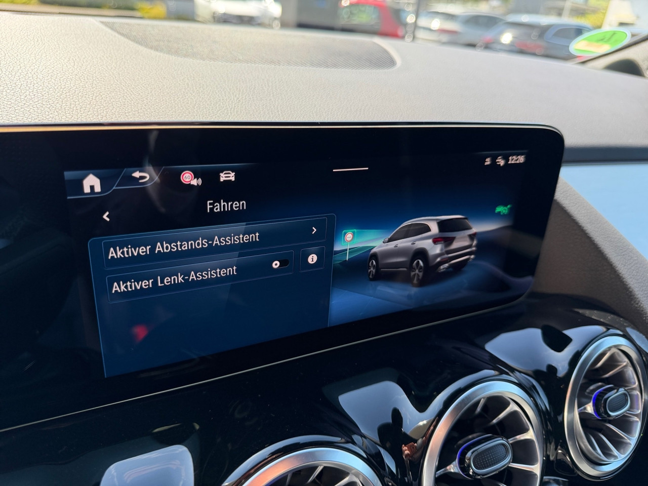 Getriebe: Automatikgetriebe 7G-DCT, 7 G&auml;ngeAusstattungslinie: AMG Line Exterieur: Advanced Plus,  AMG Line InterieurAusstattungspakete: AMG Sportpaket,  Komfort Paket: Sitzkomfort-Paket,  Night-Paket,  Licht- und Sichtpaket,  SpiegelpaketAssistenzsysteme: Fernlichtassistent,  Aktiver Park-Assistent inkl. PARKTRONIC,  Surround-Kamerasystem: Park-Paket mit 360&deg;-Kamera,  DISTRONIC,  Berganfahrhilfe,  Spracheingabesystem,  M&uuml;digkeitserkennung,  Aktiver Lenk-Assistent,  Fahrerassistenzpaket,  COLLISION PREVENTION ASSIST,  Verkehrszeichenerkennung m. Geschwindigkeitslimit-Assistent,  GespannstabilisierungLicht und Sicht: LED-Scheinwerfer,  Tagfahrlicht,  Regensensor,  Automatisch abblendender Innenspiegel,  W&auml;rmeschutzverglasung,  Ambientebeleuchtung mehrfarbig,  LichtsensorAudio &amp; Kommunikation: MBUX,  Navigationssystem,  Radio,  Digitaler Radioempfang DAB,  Soundsystem,  USB Anschluss,  Mercedes connect me,  Handyvorbereitung Bluetooth,  Android Auto u. Apple CarPlay,  Kabelloses Laden f&uuml;r Handys,  WLAN HotspotKomfort: Digitales Kombiinstrument,  Klimaautomatik,  Panorama-Schiebedach,  Lordosenst&uuml;tze Fahrer/Beifahrer,  Sitzheizung Fahrer/Beifahrer,  Sportsitze,  Armauflage hinten,  Direktlenkung,  Lenks&auml;ule verstellbar,  HANDS-FREE ACCESS,  Start-Stopp System,  Zentralver. mit Fernbedienung,  Fensterheber elektrisch,  EASY-PACK Heckklappe,  DYNAMIC SELECT,  Getr&auml;nkehalter vornInterieur: Sitze Kunstleder Ledernachbildung ARTICO / Mikrofaser MICROCUT schwarz,  Innenfarbe schwarz,  Multifunktions-Sport-/Lederlenkrad,  Bordcomputer,  Dekoreinlagen: H44 Zierelemente Aluminium mit L&auml;ngsschliff hell,  Lenkrad-SchaltwippenExterieur: Anh&auml;ngerkupplung schwenkbar,  Tieferlegung: Komfortfahrwerk mit Tieferlegung,  Touchscreen Bedienung,  Sportbremsanlage,  AMG Leichtmetallfelgen 19 Zoll,  Au&szlig;enspiegel elekt. anklappbar,  Dachreling: schwarz,  Reifenpannenset,  Notrufsystem,  StauassistentSicherheit: i-Size Kindersitzbefestigung,  Fu&szlig;g&auml;ngerschutzsystem,  Fahrer- /Beifahrerairbag,  Seitenairbag vorn und hinten,  Knieairbag Fahrer,  Traktionskontrolle,  Elektr. Stabilit&auml;tsprogramm ESP,  Reifendruckkontrolle,  Wegfahrsperre,  Au&szlig;entemperatur Anzeige,  Antiblockiersystem ABS,  Bremsverschlei&szlig;anzeige,  Proaktives Insassenschutzsystem,  Notbremsassistent,  Totwinkel-AssistentWeitere Ausstattung: 2S0 Digitales Extra: Individualisierungs-Paket,  859 CENTRAL MEDIA DISPLAY,  Special Edition,  567 Fondsitze l&auml;ngs verstellbar,  273 Ausstiegswarnfunktion,  Laderaum-Paket,  PXV Steuercode f&uuml;r WerkszuordnungSonstige Ma&szlig;e und Gewichte: Nutzlast: 500 kg,  zul&auml;ssiges Gesamtgewicht: 2.070 kg,  Radstand: 2.729 mm24 Monate Garantie ab Erstzulassung. Fahrzeug hat Haltedauer. Liefertermin in Abstimmung mit dem Verk&auml;ufer. Irrt&uuml;mer und &Auml;nderungen vorbehalten