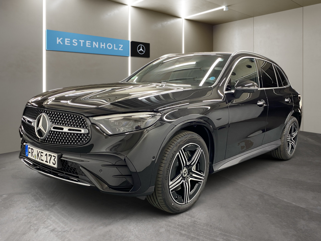 Getriebe: Automatikgetriebe 9 G-TRONIC, 9 G&auml;ngeAusstattungslinie: AMG Line Exterieur: Advanced Plus,  AMG Line InterieurAusstattungspakete: Winterpaket,  AMG Sportpaket,  Komfort Paket: Kofferraumkomfort-Paket, Komfort-Paket Plus mit Digitalem Extra,  Lichtpaket: Innenlichtpaket,  Ablagepaket,  Chrompaket,  SpiegelpaketAssistenzsysteme: Fernlichtassistent,  Aktiver Park-Assistent inkl. PARKTRONIC,  Surround-Kamerasystem: Park-Paket mit 360&deg;-Kamera,  DISTRONIC,  Berganfahrhilfe,  Spracheingabesystem,  M&uuml;digkeitserkennung,  Spurhalteassistent,  Bremsassistent,  COLLISION PREVENTION ASSIST,  ATTENTION ASSIST,  Verkehrszeichenerkennung,  GespannstabilisierungLicht und Sicht: Digital Light,  Tagfahrlicht,  Regensensor,  Automatisch abblendender Innenspiegel,  W&auml;rmeschutzverglasung,  Ambientebeleuchtung mehrfarbig,  LichtsensorAudio &amp; Kommunikation: MBUX,  Navigationssystem,  Radio,  Multi-Funktions-Display,  Digitaler Radioempfang DAB,  Soundsystem,  USB Anschluss,  Handyvorbereitung Bluetooth,  Android Auto u. Apple CarPlay,  Kabelloses Laden f&uuml;r Handys,  WLAN HotspotKomfort: Widescreen Cockpit,  Klimaautomatik,  Fahrer-/Beifahrersitz elektrisch,  Memoryfunktion Fahrersitz,  Lordosenst&uuml;tze Fahrer/Beifahrer,  Sitzheizung Fahrer/Beifahrer,  Sportsitze,  Armauflage Fahrer/Beifahrer,  Servolenkung,  Lenks&auml;ule verstellbar,  Keyless-Start,  Start-Stopp System,  Zentralver. mit Fernbedienung,  Fensterheber elektrisch,  EASY-PACK Heckklappe,  DYNAMIC SELECT,  Getr&auml;nkehalter vornInterieur: Sitze Kunstleder Ledernachbildung ARTICO / Mikrofaser MICROCUT schwarz,  Innenfarbe schwarz,  Multifunktions-Sport-/Lederlenkrad,  Lenkradheizung,  Bordcomputer,  R&uuml;cksitze klappbar,  Laderaumabdeckung: Easy Pack,  Dekoreinlagen: H64 Zierelemente Metallstruktur,  Lenkrad-SchaltwippenExterieur: AGILITY CONTROL Fahrwerk,  Anh&auml;ngerkupplung schwenkbar,  Touchscreen Bedienung,  AMG Leichtmetallfelgen 20 Zoll,  Au&szlig;enspiegel elekt. anklappbar,  Dachreling,  Reifenpannenset,  NotrufsystemAirbags: Mittelairbag vornSicherheit: i-Size Kindersitzbefestigung,  Fahrer- /Beifahrerairbag,  Seitenairbag vorn und hinten,  Knieairbag Fahrer,  Traktionskontrolle,  Elektr. Stabilit&auml;tsprogramm ESP,  Reifendruckkontrolle,  Wegfahrsperre,  Au&szlig;entemperatur Anzeige,  Antiblockiersystem ABS,  Bremsverschlei&szlig;anzeige,  Notbremsassistent,  Totwinkel-AssistentWeitere Ausstattung: PDB Advanced-Plus-Paket mit  Digitalen Extras,  321 Fingerabdrucksensor,  Memory-Paket,  DB7 Edition AMG-Line,  896 Digitales Extra: Vorr&uuml;stung f&uuml;r Digitalen Fahrzeugschl&uuml;ssel f&uuml;r Smartphone,  PVO Steuercode f&uuml;r Aktionierungssteuerung WLTPSonstige Ma&szlig;e und Gewichte: Nutzlast: 565 kg,  zul&auml;ssiges Gesamtgewicht: 2.550 kg,  Radstand: 2.888 mm24 Monate Garantie ab Erstzulassung. Fahrzeug hat Haltedauer. Liefertermin in Abstimmung mit dem Verk&auml;ufer. Irrt&uuml;mer und &Auml;nderungen vorbehalten
