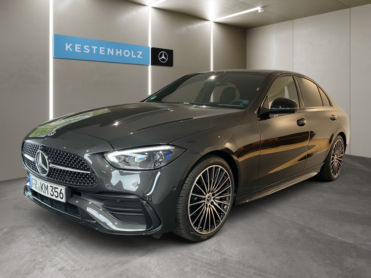Getriebe: Automatikgetriebe 9 G-TRONIC, 9 G&auml;ngeAusstattungslinie: AMG Line Exterieur: Advanced Plus,  AMG Line InterieurAusstattungspakete: Winterpaket,  AMG Sportpaket,  Night-Paket,  Lichtpaket: Innenlichtpaket,  Ablagepaket,  SpiegelpaketAssistenzsysteme: Fernlichtassistent,  Aktiver Park-Assistent inkl. PARKTRONIC,  Surround-Kamerasystem: Park-Paket mit 360&deg;-Kamera,  DISTRONIC,  Berganfahrhilfe,  Spracheingabesystem,  M&uuml;digkeitserkennung,  Spurhalteassistent,  Bremsassistent,  COLLISION PREVENTION ASSIST,  ATTENTION ASSIST,  VerkehrszeichenerkennungLicht und Sicht: Digital Light,  Tagfahrlicht,  Regensensor,  Automatisch abblendender Innenspiegel,  W&auml;rmeschutzverglasung,  Ambientebeleuchtung mehrfarbig,  LichtsensorAudio &amp; Kommunikation: MBUX,  Navigationssystem,  Radio,  Multi-Funktions-Display,  Digitaler Radioempfang DAB,  Soundsystem,  USB Anschluss,  Handyvorbereitung Bluetooth,  Android Auto u. Apple CarPlay,  Kabelloses Laden f&uuml;r Handys,  WLAN HotspotKomfort: Klimaautomatik,  Panorama-Schiebedach,  Fahrer-/Beifahrersitz elektrisch,  Memoryfunktion Fahrersitz,  Lordosenst&uuml;tze Fahrer/Beifahrer,  Sitzheizung Fahrer/Beifahrer,  Sportsitze,  Armauflage Fahrer/Beifahrer,  Servolenkung,  Lenks&auml;ule verstellbar,  Keyless-Start,  Start-Stopp System,  Zentralver. mit Fernbedienung,  Fensterheber elektrisch,  DYNAMIC SELECT,  Getr&auml;nkehalter vornInterieur: Sitze Kunstleder Ledernachbildung ARTICO / Mikrofaser MICROCUT schwarz,  Innenfarbe schwarz,  Multifunktions-Sport-/Lederlenkrad,  Lenkradheizung,  Bordcomputer,  R&uuml;cksitze klappbar,  Dekoreinlagen: H64 Zierelemente Metallstruktur,  Lenkrad-SchaltwippenExterieur: AGILITY CONTROL Fahrwerk,  Touchscreen Bedienung,  AMG Leichtmetallfelgen 19 Zoll: Im Vielspeichen-Design,  Au&szlig;enspiegel elekt. anklappbar,  Reifenpannenset,  NotrufsystemAirbags: Mittelairbag vornSicherheit: i-Size Kindersitzbefestigung,  Fu&szlig;g&auml;ngerschutzsystem,  Fahrer- /Beifahrerairbag,  Seitenairbag vorn und hinten,  Knieairbag Fahrer,  Traktionskontrolle,  Elektr. Stabilit&auml;tsprogramm ESP,  Reifendruckkontrolle,  Wegfahrsperre,  Au&szlig;entemperatur Anzeige,  Antiblockiersystem ABS,  Bremsverschlei&szlig;anzeige,  Notbremsassistent,  Totwinkel-AssistentWeitere Ausstattung: 464 Fahrerdisplay,  PDB Advanced-Plus-Paket mit  Digitalen Extras,  321 Fingerabdrucksensor,  165 Produktionsstandort Fahrzeug S&uuml;dafrika,  Memory-Paket,  DB7 Edition AMG-Line,  00U Digitales Extra: Remote ServicesSonstige Ma&szlig;e und Gewichte: Nutzlast: 560 kg,  zul&auml;ssiges Gesamtgewicht: 2.355 kg,  Kraftstofftank: 66l,  Radstand: 2.865 mm24 Monate Garantie ab Erstzulassung. Fahrzeug hat Haltedauer. Liefertermin in Abstimmung mit dem Verk&auml;ufer. Irrt&uuml;mer und &Auml;nderungen vorbehalten
