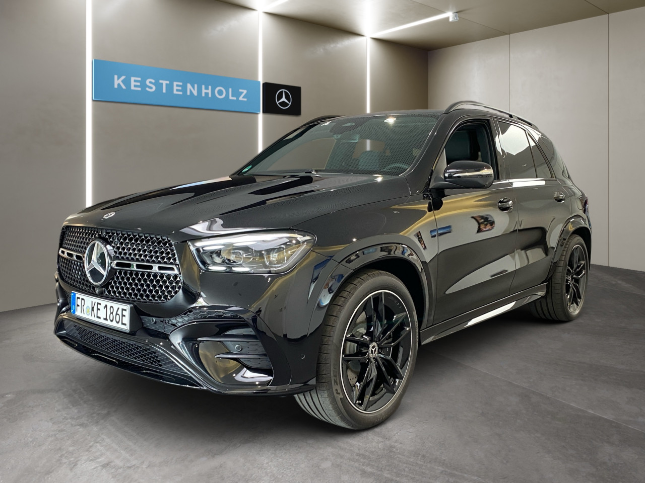 Getriebe: Automatikgetriebe 9 G-TRONIC, 9 G&auml;ngeDetailangaben f&uuml;r XEV Fahrzeug: Batterietechnologie: Lithium-Ionen,  Nutzbare Batteriekapazit&auml;t: 25,0kWh,  Schnellladezeit (in Minuten): 29 (10% bis 80%)Ausstattungslinie: AMG Line Exterieur,  AMG Line InterieurAusstattungspakete: Winterpaket,  AMG Sportpaket,  Komfort Paket: Vorr&uuml;stung f&uuml;r Konnektivit&auml;ts-Paket Navigation und Komfort,  Night-Paket,  Chrompaket,  SpiegelpaketAssistenzsysteme: Head-up-Display HUD,  Fernlichtassistent,  Aktiver Park-Assistent inkl. PARKTRONIC,  Surround-Kamerasystem: Park-Paket mit 360&deg;-Kamera,  DISTRONIC,  Berganfahrhilfe,  Bergabfahrhilfe,  Spracheingabesystem,  M&uuml;digkeitserkennung,  Aktiver Lenk-Assistent,  Fahrerassistenzpaket,  Anh&auml;ngerrangierassistent,  COLLISION PREVENTION ASSIST,  Verkehrszeichenerkennung m. Geschwindigkeitslimit-Assistent,  GespannstabilisierungLicht und Sicht: Multibeam LED Scheinwerfer,  Tagfahrlicht,  Automatisch abblendender Innenspiegel,  W&auml;rmeschutzverglasung,  Ambientebeleuchtung,  Lichtsensor,  MAGIC VISION CONTROLAudio &amp; Kommunikation: MBUX,  Navigationssystem,  Radio,  Digitaler Radioempfang DAB,  Burmester Surround-Soundsystem,  USB Anschluss,  Mercedes connect me,  Handyvorbereitung Bluetooth,  Android Auto u. Apple CarPlay,  Kabelloses Laden f&uuml;r Handys,  WLAN HotspotKomfort: Widescreen Cockpit,  Klimaautomatik,  Panorama-Schiebedach,  Fahrer-/Beifahrersitz elektrisch,  Memoryfunktion Fahrersitz,  Lordosenst&uuml;tze Fahrer/Beifahrer,  Sitzheizung vorn u. hinten,  Armauflage Fahrer/Beifahrer,  Servolenkung,  Lenks&auml;ule verstellbar,  Keyless-Start,  Start-Stopp System,  Zentralver. mit Fernbedienung,  Fensterheber elektrisch,  EASY-PACK Heckklappe,  Fahrprofilauswahl,  VorklimatisierungInterieur: Sitze Leder Leder Nappa / Leder schwarz,  Innenfarbe schwarz,  Multifunktions-Sport-/Lederlenkrad,  Lenkradheizung,  Bordcomputer,  Laderaumabdeckung: Easy Pack,  Dekoreinlagen: H31 Zierelemente Holz Eiche anthrazit offenporig,  Lenkrad-SchaltwippenExterieur: AIRMATIC DC,  Anh&auml;ngerkupplung schwenkbar,  Touchscreen Bedienung,  AMG Leichtmetallfelgen 22 Zoll,  Au&szlig;enspiegel elekt. anklappbar,  Bremsenergier&uuml;ckgewinnung,  Reifenpannenset,  Notrufsystem,  Ladekabel,  Gleichstromladesystem (DC Laden),  FahrzeugpersonalisierungSicherheit: i-Size Kindersitzbefestigung,  Fahrer- /Beifahrerairbag,  Kopfairbag vorn,  Seitenairbag vorn und hinten,  Knieairbag Fahrer,  Traktionskontrolle,  Elektr. Stabilit&auml;tsprogramm ESP,  Reifendruckkontrolle,  Wegfahrsperre,  Au&szlig;entemperatur Anzeige,  Antiblockiersystem ABS,  Bremsverschlei&szlig;anzeige,  Proaktives Insassenschutzsystem,  Notbremsassistent,  Akustischer Umfeldschutz,  Totwinkel-AssistentWeitere Ausstattung: 2S0 Digitales Extra: Individualisierungs-Paket,  34U Digitales Extra: Remote Services Premium,  K33 Erweitertes automatisches Wiederanfahren im Stau,  PDB Advanced-Plus-Paket mit  Digitalen Extras,  321 Fingerabdrucksensor,  38U Digitales Extra: Remote und Charging Services Plus,  273 Ausstiegswarnfunktion,  82B On-board AC-Lader bis 11 kW,  AKTIVER STAU-ASSISTENT,  Memory-PaketSonstige Ma&szlig;e und Gewichte: Nutzlast: 580 kg,  zul&auml;ssiges Gesamtgewicht: 3.260 kg,  Radstand: 2.995 mm24 Monate Garantie ab Erstzulassung. Fahrzeug hat Haltedauer. Liefertermin in Abstimmung mit dem Verk&auml;ufer. Irrt&uuml;mer und &Auml;nderungen vorbehalten