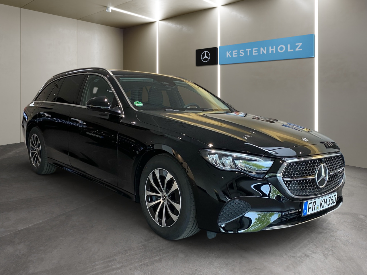 Getriebe: Automatikgetriebe 9 G-TRONIC, 9 G&auml;ngeAusstattungslinie: AVANTGARDE Exterieur,  AVANTGARDE InterieurAusstattungspakete: Komfort Paket: Sitzkomfort-PaketAssistenzsysteme: Fernlichtassistent,  Aktiver Park-Assistent inkl. PARKTRONIC,  R&uuml;ckfahrkamera,  DISTRONIC,  Berganfahrhilfe,  Spracheingabesystem,  M&uuml;digkeitserkennung,  Spurhalteassistent,  COLLISION PREVENTION ASSIST,  ATTENTION ASSIST,  VerkehrszeichenerkennungLicht und Sicht: LED-Scheinwerfer,  Tagfahrlicht,  Automatisch abblendende Innen- und Au&szlig;enspiegel,  W&auml;rmeschutzverglasung,  Ambientebeleuchtung mehrfarbig,  LichtsensorAudio &amp; Kommunikation: MBUX,  Navigationssystem,  Radio,  Multi-Funktions-Display,  Digitaler Radioempfang DAB,  USB Anschluss,  Handyvorbereitung Bluetooth,  Android Auto u. Apple CarPlay,  Kabelloses Laden f&uuml;r Handys,  WLAN HotspotKomfort: Klimaautomatik,  Lordosenst&uuml;tze Fahrer/Beifahrer,  Sitzheizung Fahrer/Beifahrer,  Komfortsitze,  Armauflage Fahrer/Beifahrer,  Servolenkung,  Lenks&auml;ule verstellbar,  Keyless-Go,  Start-Stopp System,  Zentralver. mit Fernbedienung,  Fensterheber elektrischInterieur: Sitze Kunstleder Ledernachbildung ARTICO schwarz,  Innenfarbe schwarz,  Multifunktions-Lederlenkrad,  Bordcomputer,  R&uuml;cksitze klappbar,  Dekoreinlagen Holz: 10H Zierelemente Holz Esche schwarz offenporig,  Lenkrad-SchaltwippenExterieur: AGILITY CONTROL Fahrwerk,  Touchscreen Bedienung,  Leichtmetallfelgen 17 Zoll,  Au&szlig;enspiegel elekt. anklappbar,  Dachreling,  Reifenpannenset,  NotrufsystemAirbags: Mittelairbag vornSicherheit: i-Size Kindersitzbefestigung,  Fu&szlig;g&auml;ngerschutzsystem,  Fahrer- /Beifahrerairbag,  Seitenairbag vorn und hinten,  Knieairbag Fahrer,  Traktionskontrolle,  Elektr. Stabilit&auml;tsprogramm ESP,  Reifendruckkontrolle,  Wegfahrsperre,  Au&szlig;entemperatur Anzeige,  Antiblockiersystem ABS,  Bremsverschlei&szlig;anzeige,  Notbremsassistent,  Totwinkel-AssistentWeitere Ausstattung: 34U Digitales Extra: Remote Services Premium,  V24 Speed- und Loadindex 99Y,  272 Ausweichunterst&uuml;tzung,  321 Fingerabdrucksensor,  PDA Advanced-Paket,  464 Fahrerdisplay,  B1C BRAKE DIMENSION FRONT AXLE 330X32,  05Z Nachlaufzeiten MPM 4 StundenSonstige Ma&szlig;e und Gewichte: Nutzlast: 645 kg,  zul&auml;ssiges Gesamtgewicht: 2.615 kg,  Radstand: 2.961 mm24 Monate Garantie ab Erstzulassung. Fahrzeug hat Haltedauer. Liefertermin in Abstimmung mit dem Verk&auml;ufer. Irrt&uuml;mer und &Auml;nderungen vorbehalten
