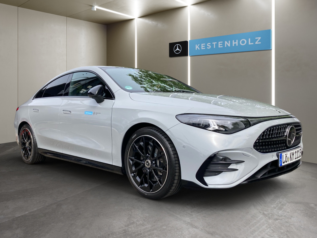 Getriebe: Automatikgetriebe, 8 G&auml;ngeAusstattungslinie: AMG Line InterieurAusstattungspakete: AMG Sportpaket,  Night-Paket,  SpiegelpaketAssistenzsysteme: Fernlichtassistent: Plus,  PARKTRONIC,  R&uuml;ckfahrkamera,  DISTRONIC,  Berganfahrhilfe,  Spracheingabesystem,  M&uuml;digkeitserkennung,  Spurhalteassistent,  Bremsassistent,  COLLISION PREVENTION ASSISTLicht und Sicht: Multibeam LED Scheinwerfer,  Tagfahrlicht,  W&auml;rmeschutzverglasung,  Ambientebeleuchtung,  LichtsensorAudio &amp; Kommunikation: MBUX,  Radio: Steuercode Funktion Radio Standard AM/FM,  Digitaler Radioempfang DAB,  AUX &amp; USB Anschluss,  Handyvorbereitung Bluetooth,  WLAN HotspotKomfort: THERMATIC,  Panoramadach,  Lordosenst&uuml;tze Fahrer,  Sitzheizung Fahrer/Beifahrer,  Sportsitze,  Armauflage hinten,  Servolenkung,  Lenks&auml;ule verstellbar,  Keyless-Go,  Start-Stopp System,  Zentralver. mit Fernbedienung,  Fensterheber elektrischInterieur: Sitze Kunstleder Ledernachbildung ARTICO Nappaoptik / Mikrofaser MICROCUT schwarz,  Innenfarbe schwarz,  Multifunktions-Sport-/Lederlenkrad,  Bordcomputer,  Dekoreinlagen: 42H Zierelemente Aluminium geb&uuml;rstet hell,  Lenkrad-SchaltwippenExterieur: Tieferlegung: Komfortfahrwerk mit Tieferlegung,  Touchscreen Bedienung,  AMG Leichtmetallfelgen 19 Zoll: im 5-Speichen-Design,  Au&szlig;enspiegel elekt.,  Reifenpannenset,  NotrufsystemAirbags: MittelairbagSicherheit: i-Size Kindersitzbefestigung,  Fu&szlig;g&auml;ngerschutzsystem,  Fahrer- /Beifahrerairbag,  Seitenairbag vorn und hinten,  Knieairbag Fahrer,  Traktionskontrolle,  Elektr. Stabilit&auml;tsprogramm ESP,  Reifendruckverlust-Warnung,  Wegfahrsperre,  Au&szlig;entemperatur Anzeige,  Antiblockiersystem ABS,  Bremsverschlei&szlig;anzeige,  Notbremsassistent,  Akustischer Umfeldschutz,  Totwinkel-AssistentWeitere Ausstattung: 98B Teilkuehlerjalousie oben,  18W PREPARATION - AUTOMATED PARKING ASSIST (APA),  1B3 Techn. Kommunikationsmodulvariante f&uuml;r ECE,  5B6 K&uuml;hlergrill beleuchtet mit Mercedes-Benz Pattern in Chrom,  K56 Geschwindigkeitslimit-Warnung,  2U1 AIRPANEL,  K59 Ausweichlenk-Funktion,  K58 Nothalt-Funktion,  2U8 K&auml;ltemittel 1234yf,  5S4 Steuer-Code Sitzpositionssensor Fahrer,  11W PREPARATION - EXTENDED TRAFFIC SIGN ASSIST (ETSA),  807 Modelljahrcode,  K61 Man&ouml;vrier-Assistent,  L Linkslenkung,  U20 12-V-Steckdose f&uuml;r Beifahrer,  896 Digitales Extra: Vorr&uuml;stung f&uuml;r Digitalen Fahrzeugschl&uuml;ssel f&uuml;r Smartphone,  12W PREPARATION - ACTIVE BLIND SPOT MONITORING (ABSM),  897 Kabelloses Ladesystem f&uuml;r mobile Endger&auml;te vorn,  U23 Sitzbelegungserkennung f&uuml;r Fondsitze,  4S0 HOTEND TECHNOLOGY TYP II-E,  25W PREPARATION - ACTIVE LANE CHANGE ASSIST (ALCA),  13W PREPARATION - ACTIVE LANE STEERING ASSIST (ALSA),  0S9 Steuer-Code Sitzpositionssensor Beifahrer,  0K2 STEERING CODE - OUTPUT ACTIV AES-FLAG,  8K0 Limiter,  6P5 Steuercode Vertrieb  f. Code 475,  0U1 Headunit L&auml;nderset f&uuml;r ECE (NTG 7),  K13 Serviceintervall 25.000 KM,  31W PREP. - AUTOMATIC SPEED CONTROL,  B01 Hybrid Antrieb mit 48-Volt-Technologie,  72B USB-Paket Plus,  PDB Advanced-Plus-Paket mit  Digitalen Extras,  28W PREP. - EXTENDED RESTART BY STOP AND GO TRAFFIC,  698 VISION CONTROL,  458 Fahrerdisplay,  20W PREPARATION - SURROUND VIEW SYSTEM (SVS),  219 Selfie- und Videokamera,  K34 Digitales Extra: Streckenbasierte Geschwindigkeits-Anpassung,  29W PREPARATION - SPEED ADJUSTMENT TRACK-BASED,  589 Umfeldbeleuchtung mit animierter Projektion des Mercedes-Benz Pattern,  2-fach,  502 Digitales Extra: 7 Jahre kostenfreie Karten-Updates,  986 Identifikationsschild mit VIN-Nummer,  SCH TRANSMISSION WINDSHIELD RANGE 1,  868 ZentraldisplaySonstige Ma&szlig;e und Gewichte: Nutzlast: 430 kg,  zul&auml;ssiges Gesamtgewicht: 2.135 kg,  Radstand: 2.790 mm24 Monate Garantie ab Erstzulassung. Fahrzeug hat Haltedauer. Liefertermin in Abstimmung mit dem Verk&auml;ufer. Irrt&uuml;mer und &Auml;nderungen vorbehalten