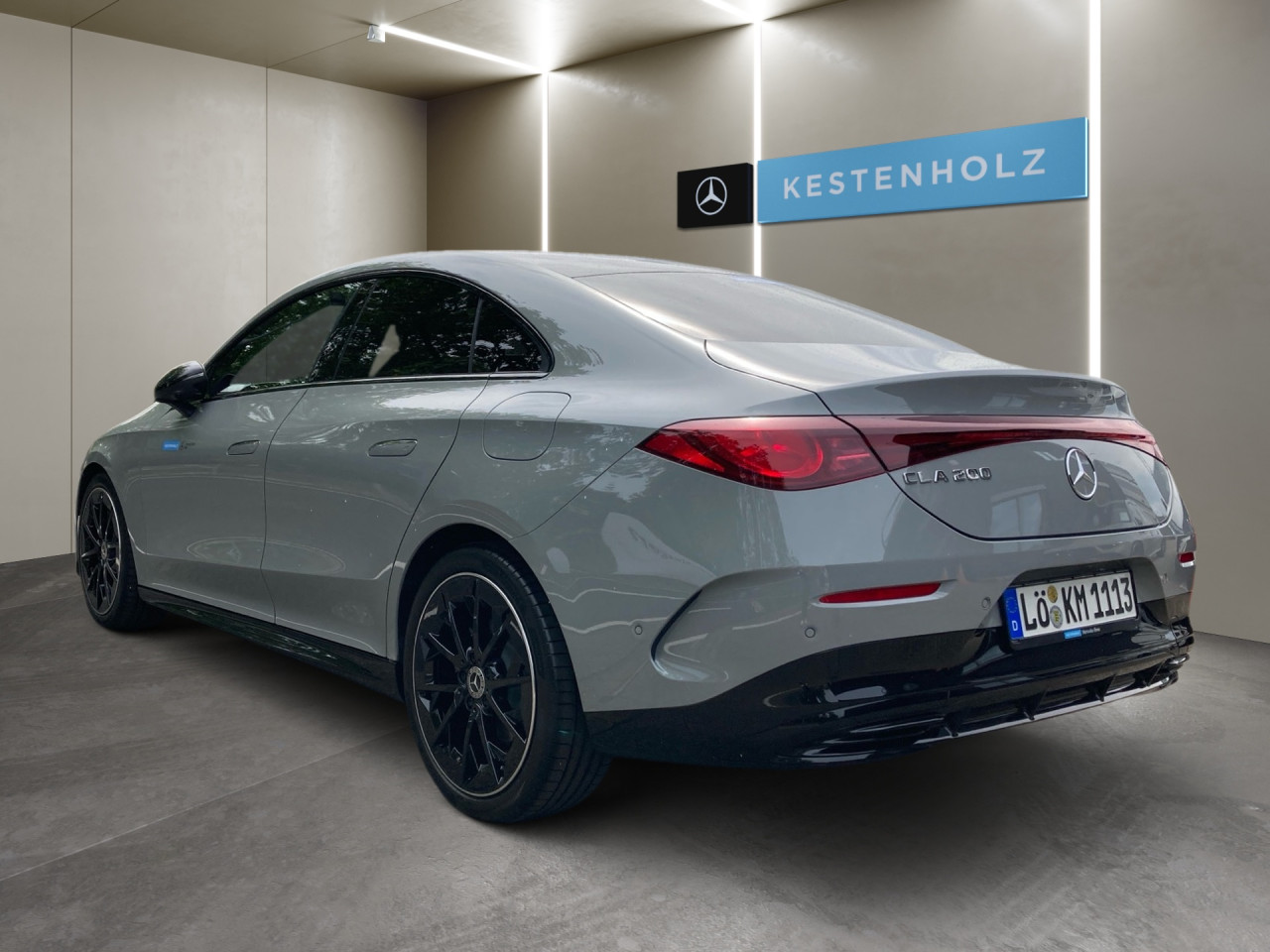 Getriebe: Automatikgetriebe, 8 G&auml;ngeAusstattungslinie: AMG Line InterieurAusstattungspakete: AMG Sportpaket,  Night-Paket,  SpiegelpaketAssistenzsysteme: Fernlichtassistent: Plus,  PARKTRONIC,  R&uuml;ckfahrkamera,  DISTRONIC,  Berganfahrhilfe,  Spracheingabesystem,  M&uuml;digkeitserkennung,  Spurhalteassistent,  Bremsassistent,  COLLISION PREVENTION ASSISTLicht und Sicht: Multibeam LED Scheinwerfer,  Tagfahrlicht,  W&auml;rmeschutzverglasung,  Ambientebeleuchtung,  LichtsensorAudio &amp; Kommunikation: MBUX,  Radio: Steuercode Funktion Radio Standard AM/FM,  Digitaler Radioempfang DAB,  AUX &amp; USB Anschluss,  Handyvorbereitung Bluetooth,  WLAN HotspotKomfort: THERMATIC,  Panoramadach,  Lordosenst&uuml;tze Fahrer,  Sitzheizung Fahrer/Beifahrer,  Sportsitze,  Armauflage hinten,  Servolenkung,  Lenks&auml;ule verstellbar,  Keyless-Go,  Start-Stopp System,  Zentralver. mit Fernbedienung,  Fensterheber elektrischInterieur: Sitze Kunstleder Ledernachbildung ARTICO Nappaoptik / Mikrofaser MICROCUT schwarz,  Innenfarbe schwarz,  Multifunktions-Sport-/Lederlenkrad,  Bordcomputer,  Dekoreinlagen: 42H Zierelemente Aluminium geb&uuml;rstet hell,  Lenkrad-SchaltwippenExterieur: Tieferlegung: Komfortfahrwerk mit Tieferlegung,  Touchscreen Bedienung,  AMG Leichtmetallfelgen 19 Zoll: im 5-Speichen-Design,  Au&szlig;enspiegel elekt.,  Reifenpannenset,  NotrufsystemAirbags: MittelairbagSicherheit: i-Size Kindersitzbefestigung,  Fu&szlig;g&auml;ngerschutzsystem,  Fahrer- /Beifahrerairbag,  Seitenairbag vorn und hinten,  Knieairbag Fahrer,  Traktionskontrolle,  Elektr. Stabilit&auml;tsprogramm ESP,  Reifendruckverlust-Warnung,  Wegfahrsperre,  Au&szlig;entemperatur Anzeige,  Antiblockiersystem ABS,  Bremsverschlei&szlig;anzeige,  Notbremsassistent,  Akustischer Umfeldschutz,  Totwinkel-AssistentWeitere Ausstattung: 98B Teilkuehlerjalousie oben,  18W PREPARATION - AUTOMATED PARKING ASSIST (APA),  1B3 Techn. Kommunikationsmodulvariante f&uuml;r ECE,  5B6 K&uuml;hlergrill beleuchtet mit Mercedes-Benz Pattern in Chrom,  K56 Geschwindigkeitslimit-Warnung,  2U1 AIRPANEL,  K59 Ausweichlenk-Funktion,  K58 Nothalt-Funktion,  2U8 K&auml;ltemittel 1234yf,  5S4 Steuer-Code Sitzpositionssensor Fahrer,  11W PREPARATION - EXTENDED TRAFFIC SIGN ASSIST (ETSA),  807 Modelljahrcode,  K61 Man&ouml;vrier-Assistent,  L Linkslenkung,  U20 12-V-Steckdose f&uuml;r Beifahrer,  896 Digitales Extra: Vorr&uuml;stung f&uuml;r Digitalen Fahrzeugschl&uuml;ssel f&uuml;r Smartphone,  12W PREPARATION - ACTIVE BLIND SPOT MONITORING (ABSM),  897 Kabelloses Ladesystem f&uuml;r mobile Endger&auml;te vorn,  U23 Sitzbelegungserkennung f&uuml;r Fondsitze,  4S0 HOTEND TECHNOLOGY TYP II-E,  25W PREPARATION - ACTIVE LANE CHANGE ASSIST (ALCA),  13W PREPARATION - ACTIVE LANE STEERING ASSIST (ALSA),  0S9 Steuer-Code Sitzpositionssensor Beifahrer,  0K2 STEERING CODE - OUTPUT ACTIV AES-FLAG,  8K0 Limiter,  6P5 Steuercode Vertrieb  f. Code 475,  0U1 Headunit L&auml;nderset f&uuml;r ECE (NTG 7),  K13 Serviceintervall 25.000 KM,  31W PREP. - AUTOMATIC SPEED CONTROL,  B01 Hybrid Antrieb mit 48-Volt-Technologie,  72B USB-Paket Plus,  PDB Advanced-Plus-Paket mit  Digitalen Extras,  28W PREP. - EXTENDED RESTART BY STOP AND GO TRAFFIC,  698 VISION CONTROL,  458 Fahrerdisplay,  20W PREPARATION - SURROUND VIEW SYSTEM (SVS),  219 Selfie- und Videokamera,  K34 Digitales Extra: Streckenbasierte Geschwindigkeits-Anpassung,  29W PREPARATION - SPEED ADJUSTMENT TRACK-BASED,  589 Umfeldbeleuchtung mit animierter Projektion des Mercedes-Benz Pattern,  2-fach,  502 Digitales Extra: 7 Jahre kostenfreie Karten-Updates,  986 Identifikationsschild mit VIN-Nummer,  SCH TRANSMISSION WINDSHIELD RANGE 1,  868 ZentraldisplaySonstige Ma&szlig;e und Gewichte: Nutzlast: 430 kg,  zul&auml;ssiges Gesamtgewicht: 2.135 kg,  Radstand: 2.790 mm24 Monate Garantie ab Erstzulassung. Fahrzeug hat Haltedauer. Liefertermin in Abstimmung mit dem Verk&auml;ufer. Irrt&uuml;mer und &Auml;nderungen vorbehalten