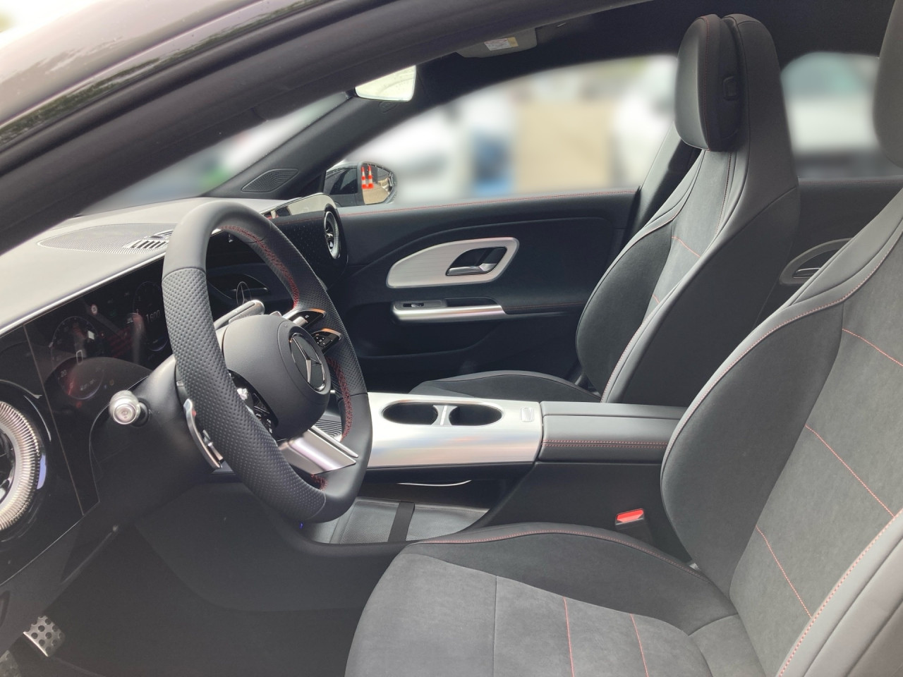 Getriebe: Automatikgetriebe, 8 G&auml;ngeAusstattungslinie: AMG Line InterieurAusstattungspakete: AMG Sportpaket,  Night-Paket,  SpiegelpaketAssistenzsysteme: Fernlichtassistent: Plus,  PARKTRONIC,  R&uuml;ckfahrkamera,  DISTRONIC,  Berganfahrhilfe,  Spracheingabesystem,  M&uuml;digkeitserkennung,  Spurhalteassistent,  Bremsassistent,  COLLISION PREVENTION ASSISTLicht und Sicht: Multibeam LED Scheinwerfer,  Tagfahrlicht,  W&auml;rmeschutzverglasung,  Ambientebeleuchtung,  LichtsensorAudio &amp; Kommunikation: MBUX,  Radio: Steuercode Funktion Radio Standard AM/FM,  Digitaler Radioempfang DAB,  AUX &amp; USB Anschluss,  Handyvorbereitung Bluetooth,  WLAN HotspotKomfort: THERMATIC,  Panoramadach,  Lordosenst&uuml;tze Fahrer,  Sitzheizung Fahrer/Beifahrer,  Sportsitze,  Armauflage hinten,  Servolenkung,  Lenks&auml;ule verstellbar,  Keyless-Go,  Start-Stopp System,  Zentralver. mit Fernbedienung,  Fensterheber elektrischInterieur: Sitze Kunstleder Ledernachbildung ARTICO Nappaoptik / Mikrofaser MICROCUT schwarz,  Innenfarbe schwarz,  Multifunktions-Sport-/Lederlenkrad,  Bordcomputer,  Dekoreinlagen: 42H Zierelemente Aluminium geb&uuml;rstet hell,  Lenkrad-SchaltwippenExterieur: Tieferlegung: Komfortfahrwerk mit Tieferlegung,  Touchscreen Bedienung,  AMG Leichtmetallfelgen 19 Zoll: im 5-Speichen-Design,  Au&szlig;enspiegel elekt.,  Reifenpannenset,  NotrufsystemAirbags: MittelairbagSicherheit: i-Size Kindersitzbefestigung,  Fu&szlig;g&auml;ngerschutzsystem,  Fahrer- /Beifahrerairbag,  Seitenairbag vorn und hinten,  Knieairbag Fahrer,  Traktionskontrolle,  Elektr. Stabilit&auml;tsprogramm ESP,  Reifendruckverlust-Warnung,  Wegfahrsperre,  Au&szlig;entemperatur Anzeige,  Antiblockiersystem ABS,  Bremsverschlei&szlig;anzeige,  Notbremsassistent,  Akustischer Umfeldschutz,  Totwinkel-AssistentWeitere Ausstattung: 98B Teilkuehlerjalousie oben,  18W PREPARATION - AUTOMATED PARKING ASSIST (APA),  1B3 Techn. Kommunikationsmodulvariante f&uuml;r ECE,  5B6 K&uuml;hlergrill beleuchtet mit Mercedes-Benz Pattern in Chrom,  K56 Geschwindigkeitslimit-Warnung,  2U1 AIRPANEL,  K59 Ausweichlenk-Funktion,  K58 Nothalt-Funktion,  2U8 K&auml;ltemittel 1234yf,  5S4 Steuer-Code Sitzpositionssensor Fahrer,  11W PREPARATION - EXTENDED TRAFFIC SIGN ASSIST (ETSA),  807 Modelljahrcode,  K61 Man&ouml;vrier-Assistent,  L Linkslenkung,  U20 12-V-Steckdose f&uuml;r Beifahrer,  896 Digitales Extra: Vorr&uuml;stung f&uuml;r Digitalen Fahrzeugschl&uuml;ssel f&uuml;r Smartphone,  12W PREPARATION - ACTIVE BLIND SPOT MONITORING (ABSM),  897 Kabelloses Ladesystem f&uuml;r mobile Endger&auml;te vorn,  U23 Sitzbelegungserkennung f&uuml;r Fondsitze,  4S0 HOTEND TECHNOLOGY TYP II-E,  25W PREPARATION - ACTIVE LANE CHANGE ASSIST (ALCA),  13W PREPARATION - ACTIVE LANE STEERING ASSIST (ALSA),  0S9 Steuer-Code Sitzpositionssensor Beifahrer,  0K2 STEERING CODE - OUTPUT ACTIV AES-FLAG,  8K0 Limiter,  6P5 Steuercode Vertrieb  f. Code 475,  0U1 Headunit L&auml;nderset f&uuml;r ECE (NTG 7),  K13 Serviceintervall 25.000 KM,  31W PREP. - AUTOMATIC SPEED CONTROL,  B01 Hybrid Antrieb mit 48-Volt-Technologie,  72B USB-Paket Plus,  PDB Advanced-Plus-Paket mit  Digitalen Extras,  28W PREP. - EXTENDED RESTART BY STOP AND GO TRAFFIC,  698 VISION CONTROL,  458 Fahrerdisplay,  20W PREPARATION - SURROUND VIEW SYSTEM (SVS),  219 Selfie- und Videokamera,  K34 Digitales Extra: Streckenbasierte Geschwindigkeits-Anpassung,  29W PREPARATION - SPEED ADJUSTMENT TRACK-BASED,  589 Umfeldbeleuchtung mit animierter Projektion des Mercedes-Benz Pattern,  2-fach,  502 Digitales Extra: 7 Jahre kostenfreie Karten-Updates,  986 Identifikationsschild mit VIN-Nummer,  SCH TRANSMISSION WINDSHIELD RANGE 1,  868 ZentraldisplaySonstige Ma&szlig;e und Gewichte: Nutzlast: 430 kg,  zul&auml;ssiges Gesamtgewicht: 2.135 kg,  Radstand: 2.790 mm24 Monate Garantie ab Erstzulassung. Fahrzeug hat Haltedauer. Liefertermin in Abstimmung mit dem Verk&auml;ufer. Irrt&uuml;mer und &Auml;nderungen vorbehalten