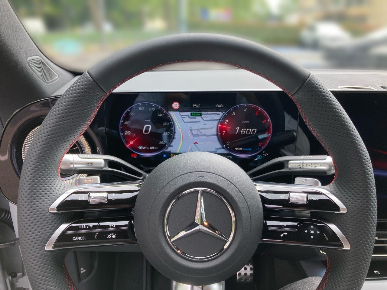 Getriebe: Automatikgetriebe, 8 G&auml;ngeAusstattungslinie: AMG Line InterieurAusstattungspakete: AMG Sportpaket,  Night-Paket,  SpiegelpaketAssistenzsysteme: Fernlichtassistent: Plus,  PARKTRONIC,  R&uuml;ckfahrkamera,  DISTRONIC,  Berganfahrhilfe,  Spracheingabesystem,  M&uuml;digkeitserkennung,  Spurhalteassistent,  Bremsassistent,  COLLISION PREVENTION ASSISTLicht und Sicht: Multibeam LED Scheinwerfer,  Tagfahrlicht,  W&auml;rmeschutzverglasung,  Ambientebeleuchtung,  LichtsensorAudio &amp; Kommunikation: MBUX,  Radio: Steuercode Funktion Radio Standard AM/FM,  Digitaler Radioempfang DAB,  AUX &amp; USB Anschluss,  Handyvorbereitung Bluetooth,  WLAN HotspotKomfort: THERMATIC,  Panoramadach,  Lordosenst&uuml;tze Fahrer,  Sitzheizung Fahrer/Beifahrer,  Sportsitze,  Armauflage hinten,  Servolenkung,  Lenks&auml;ule verstellbar,  Keyless-Go,  Start-Stopp System,  Zentralver. mit Fernbedienung,  Fensterheber elektrischInterieur: Sitze Kunstleder Ledernachbildung ARTICO Nappaoptik / Mikrofaser MICROCUT schwarz,  Innenfarbe schwarz,  Multifunktions-Sport-/Lederlenkrad,  Bordcomputer,  Dekoreinlagen: 42H Zierelemente Aluminium geb&uuml;rstet hell,  Lenkrad-SchaltwippenExterieur: Tieferlegung: Komfortfahrwerk mit Tieferlegung,  Touchscreen Bedienung,  AMG Leichtmetallfelgen 19 Zoll: im 5-Speichen-Design,  Au&szlig;enspiegel elekt.,  Reifenpannenset,  NotrufsystemAirbags: MittelairbagSicherheit: i-Size Kindersitzbefestigung,  Fu&szlig;g&auml;ngerschutzsystem,  Fahrer- /Beifahrerairbag,  Seitenairbag vorn und hinten,  Knieairbag Fahrer,  Traktionskontrolle,  Elektr. Stabilit&auml;tsprogramm ESP,  Reifendruckverlust-Warnung,  Wegfahrsperre,  Au&szlig;entemperatur Anzeige,  Antiblockiersystem ABS,  Bremsverschlei&szlig;anzeige,  Notbremsassistent,  Akustischer Umfeldschutz,  Totwinkel-AssistentWeitere Ausstattung: 98B Teilkuehlerjalousie oben,  18W PREPARATION - AUTOMATED PARKING ASSIST (APA),  1B3 Techn. Kommunikationsmodulvariante f&uuml;r ECE,  5B6 K&uuml;hlergrill beleuchtet mit Mercedes-Benz Pattern in Chrom,  K56 Geschwindigkeitslimit-Warnung,  2U1 AIRPANEL,  K59 Ausweichlenk-Funktion,  K58 Nothalt-Funktion,  2U8 K&auml;ltemittel 1234yf,  5S4 Steuer-Code Sitzpositionssensor Fahrer,  11W PREPARATION - EXTENDED TRAFFIC SIGN ASSIST (ETSA),  807 Modelljahrcode,  K61 Man&ouml;vrier-Assistent,  L Linkslenkung,  U20 12-V-Steckdose f&uuml;r Beifahrer,  896 Digitales Extra: Vorr&uuml;stung f&uuml;r Digitalen Fahrzeugschl&uuml;ssel f&uuml;r Smartphone,  12W PREPARATION - ACTIVE BLIND SPOT MONITORING (ABSM),  897 Kabelloses Ladesystem f&uuml;r mobile Endger&auml;te vorn,  U23 Sitzbelegungserkennung f&uuml;r Fondsitze,  4S0 HOTEND TECHNOLOGY TYP II-E,  25W PREPARATION - ACTIVE LANE CHANGE ASSIST (ALCA),  13W PREPARATION - ACTIVE LANE STEERING ASSIST (ALSA),  0S9 Steuer-Code Sitzpositionssensor Beifahrer,  0K2 STEERING CODE - OUTPUT ACTIV AES-FLAG,  8K0 Limiter,  6P5 Steuercode Vertrieb  f. Code 475,  0U1 Headunit L&auml;nderset f&uuml;r ECE (NTG 7),  K13 Serviceintervall 25.000 KM,  31W PREP. - AUTOMATIC SPEED CONTROL,  B01 Hybrid Antrieb mit 48-Volt-Technologie,  72B USB-Paket Plus,  PDB Advanced-Plus-Paket mit  Digitalen Extras,  28W PREP. - EXTENDED RESTART BY STOP AND GO TRAFFIC,  698 VISION CONTROL,  458 Fahrerdisplay,  20W PREPARATION - SURROUND VIEW SYSTEM (SVS),  219 Selfie- und Videokamera,  K34 Digitales Extra: Streckenbasierte Geschwindigkeits-Anpassung,  29W PREPARATION - SPEED ADJUSTMENT TRACK-BASED,  589 Umfeldbeleuchtung mit animierter Projektion des Mercedes-Benz Pattern,  2-fach,  502 Digitales Extra: 7 Jahre kostenfreie Karten-Updates,  986 Identifikationsschild mit VIN-Nummer,  SCH TRANSMISSION WINDSHIELD RANGE 1,  868 ZentraldisplaySonstige Ma&szlig;e und Gewichte: Nutzlast: 430 kg,  zul&auml;ssiges Gesamtgewicht: 2.135 kg,  Radstand: 2.790 mm24 Monate Garantie ab Erstzulassung. Fahrzeug hat Haltedauer. Liefertermin in Abstimmung mit dem Verk&auml;ufer. Irrt&uuml;mer und &Auml;nderungen vorbehalten