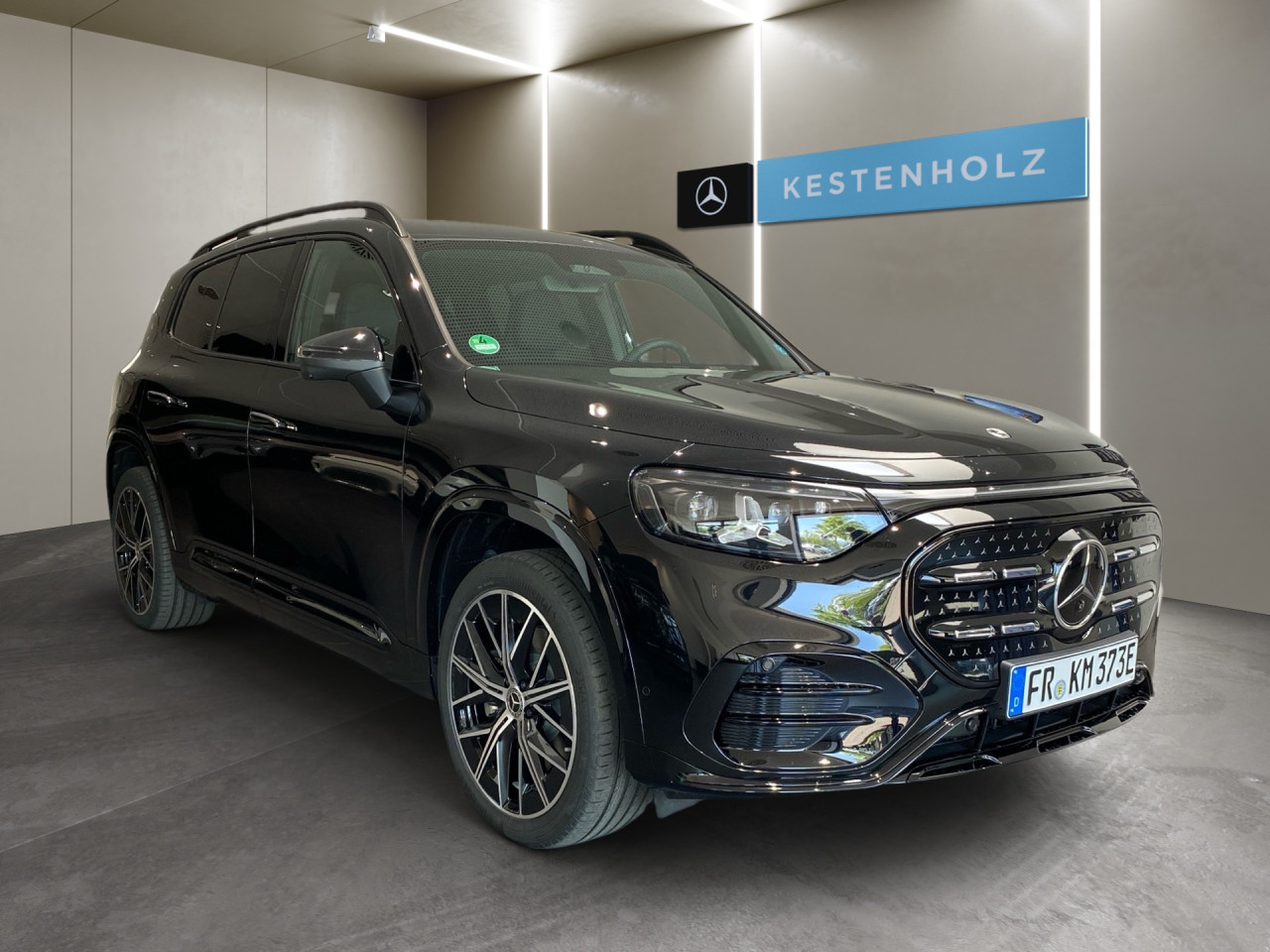 Getriebe: AutomatikgetriebeDetailangaben f&uuml;r XEV Fahrzeug: Batterietechnologie: Lithium-Ionen,  Nutzbare Batteriekapazit&auml;t: 85,0kWh,  Ladezeit (in Minuten): 540 (10% bis 100%),  Schnellladezeit (in Minuten): 22 (10% bis 80%)Ausstattungslinie: AMG Line InterieurAusstattungspakete: AMG Sportpaket,  Premiumpaket,  Night-Paket,  SpiegelpaketAssistenzsysteme: Fernlichtassistent: Plus,  PARKTRONIC,  R&uuml;ckfahrkamera,  Adaptive Cruise Control ACC,  Berganfahrhilfe,  Spracheingabesystem,  M&uuml;digkeitserkennung,  Spurwechselassistent,  Spurhalteassistent,  Bremsassistent,  COLLISION PREVENTION ASSIST,  GespannstabilisierungLicht und Sicht: Multibeam LED Scheinwerfer,  Tagfahrlicht,  W&auml;rmeschutzverglasung,  Ambientebeleuchtung,  LichtsensorAudio &amp; Kommunikation: MBUX,  Radio: Steuercode Funktion Radio Standard AM/FM,  Digitaler Radioempfang DAB,  AUX &amp; USB Anschluss,  Handyvorbereitung Bluetooth,  WLAN HotspotKomfort: Klimaautomatik,  Panoramadach,  Memoryfunktion Fahrersitz,  Lordosenst&uuml;tze Fahrer,  Sitzheizung Fahrer/Beifahrer,  Sportsitze,  Armauflage hinten,  Servolenkung,  Lenks&auml;ule verstellbar,  HANDS-FREE ACCESS,  Start-Stopp System,  Zentralverriegelung,  Fensterheber elektrisch,  EASY-PACK Heckklappe,  W&auml;rmepumpeInterieur: Sitze Kunstleder Ledernachbildung ARTICO Nappaoptik / Mikrofaser MICROCUT schwarz,  Innenfarbe schwarz,  Multifunktions-Sport-/Lederlenkrad,  Bordcomputer,  Dekoreinlagen: H43 Zierelemente Aluminium mit Carbonschliff hell,  Lenkrad-SchaltwippenExterieur: Anh&auml;ngerkupplung schwenkbar,  Touchscreen Bedienung,  AMG Leichtmetallfelgen 20 Zoll: Im Vielspeichen-Design,  Au&szlig;enspiegel elekt.,  Reifenpannenset,  Notrufsystem,  Gleichstromladesystem (DC Laden)Airbags: MittelairbagSicherheit: i-Size Kindersitzbefestigung,  Fu&szlig;g&auml;ngerschutzsystem,  Fahrer- /Beifahrerairbag,  Seitenairbag vorn und hinten,  Knieairbag Fahrer,  Traktionskontrolle,  Elektr. Stabilit&auml;tsprogramm ESP,  Reifendruckverlust-Warnung,  Wegfahrsperre,  Au&szlig;entemperatur Anzeige,  Antiblockiersystem ABS,  Bremsverschlei&szlig;anzeige,  Notbremsassistent,  Akustischer Umfeldschutz,  Totwinkel-AssistentWeitere Ausstattung: 18W PREPARATION - AUTOMATED PARKING ASSIST (APA),  637 Flexibles Ladesystem Pro,  1B3 Techn. Kommunikationsmodulvariante f&uuml;r ECE,  99B aktive Verstelld&auml;mpfung Normally open,  63B Fahrzeugsteckdose,  K56 Geschwindigkeitslimit-Warnung,  K59 Ausweichlenk-Funktion,  2U1 AIRPANEL,  K58 Nothalt-Funktion,  2U8 K&auml;ltemittel 1234yf,  11W PREPARATION - EXTENDED TRAFFIC SIGN ASSIST (ETSA),  807 Modelljahrcode,  K61 Man&ouml;vrier-Assistent,  L Linkslenkung,  SW0 BATTERY SOFTWARE OUTPUT LEVEL BASIC,  U20 12-V-Steckdose f&uuml;r Beifahrer,  896 Digitales Extra: Vorr&uuml;stung f&uuml;r Digitalen Fahrzeugschl&uuml;ssel f&uuml;r Smartphone,  897 Kabelloses Ladesystem f&uuml;r mobile Endger&auml;te vorn,  12W PREPARATION - ACTIVE BLIND SPOT MONITORING (ABSM),  U23 Sitzbelegungserkennung f&uuml;r Fondsitze,  4B9 Flexibles Ladesystem Pro,  25W PREPARATION - ACTIVE LANE CHANGE ASSIST (ALCA),  13W PREPARATION - ACTIVE LANE STEERING ASSIST (ALSA),  8K0 Limiter,  Memory-Paket,  430 Terrain Mode,  EMC ELEKTROMOTOR VORNE - EATS-MODUL 1.6,  6P5 Steuercode Vertrieb  f. Code 475,  70V Speed- und Loadindex 100W XL+101W XL,  0U1 Headunit L&auml;nderset f&uuml;r ECE (NTG 7),  K12 Steuercode f&uuml;r Serviceintervall,  166 Produktionsstandort Fahrzeug Kecskem&eacute;t,  567 Fondsitze l&auml;ngs verstellbar,  8U4 PTC-Batterie-Zuheizer f&uuml;r Hybrid/EV,  3K0 Mercedes Stern teilbeleuchtet,  3K1 Vorderer Kofferraum mechanisch,  31W PREP. - AUTOMATIC SPEED CONTROL,  84B On-board AC-Lader bis 22 kW,  72B USB-Paket Plus,  693 Gleichstrom-Ladesystem (DC-Laden mit 800 V),  04U Transparente Motorhaube,  28W PREP. - EXTENDED RESTART BY STOP AND GO TRAFFIC,  698 VISION CONTROL,  458 Fahrerdisplay,  20W PREPARATION - SURROUND VIEW SYSTEM (SVS),  219 Selfie- und Videokamera,  BAG EB5XY - BATTERIE,  K34 Digitales Extra: Streckenbasierte Geschwindigkeits-Anpassung,  29W PREPARATION - SPEED ADJUSTMENT TRACK-BASED,  589 Umfeldbeleuchtung mit animierter Projektion des Mercedes-Benz Pattern,  2-fach,  986 Identifikationsschild mit VIN-Nummer,  868 ZentraldisplaySonstige Ma&szlig;e und Gewichte: Nutzlast: 505 kg,  zul&auml;ssiges Gesamtgewicht: 2.780 kg,  Radstand: 2.889 mm24 Monate Garantie ab Erstzulassung. Fahrzeug hat Haltedauer. Liefertermin in Abstimmung mit dem Verk&auml;ufer. Irrt&uuml;mer und &Auml;nderungen vorbehalten