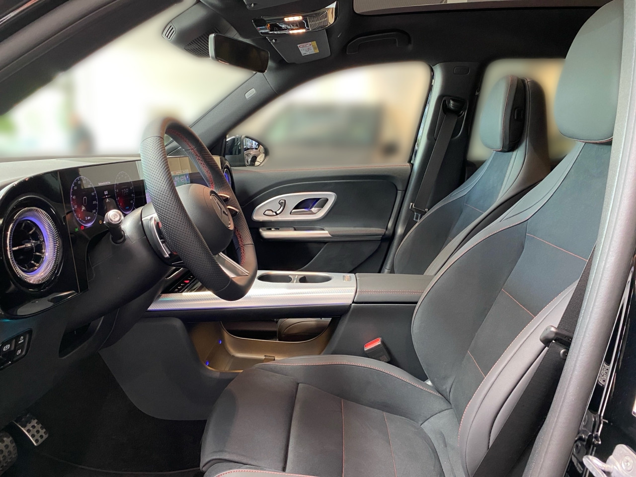 Getriebe: AutomatikgetriebeDetailangaben f&uuml;r XEV Fahrzeug: Batterietechnologie: Lithium-Ionen,  Nutzbare Batteriekapazit&auml;t: 85,0kWh,  Ladezeit (in Minuten): 540 (10% bis 100%),  Schnellladezeit (in Minuten): 22 (10% bis 80%)Ausstattungslinie: AMG Line InterieurAusstattungspakete: AMG Sportpaket,  Premiumpaket,  Night-Paket,  SpiegelpaketAssistenzsysteme: Fernlichtassistent: Plus,  PARKTRONIC,  R&uuml;ckfahrkamera,  Adaptive Cruise Control ACC,  Berganfahrhilfe,  Spracheingabesystem,  M&uuml;digkeitserkennung,  Spurwechselassistent,  Spurhalteassistent,  Bremsassistent,  COLLISION PREVENTION ASSIST,  GespannstabilisierungLicht und Sicht: Multibeam LED Scheinwerfer,  Tagfahrlicht,  W&auml;rmeschutzverglasung,  Ambientebeleuchtung,  LichtsensorAudio &amp; Kommunikation: MBUX,  Radio: Steuercode Funktion Radio Standard AM/FM,  Digitaler Radioempfang DAB,  AUX &amp; USB Anschluss,  Handyvorbereitung Bluetooth,  WLAN HotspotKomfort: Klimaautomatik,  Panoramadach,  Memoryfunktion Fahrersitz,  Lordosenst&uuml;tze Fahrer,  Sitzheizung Fahrer/Beifahrer,  Sportsitze,  Armauflage hinten,  Servolenkung,  Lenks&auml;ule verstellbar,  HANDS-FREE ACCESS,  Start-Stopp System,  Zentralverriegelung,  Fensterheber elektrisch,  EASY-PACK Heckklappe,  W&auml;rmepumpeInterieur: Sitze Kunstleder Ledernachbildung ARTICO Nappaoptik / Mikrofaser MICROCUT schwarz,  Innenfarbe schwarz,  Multifunktions-Sport-/Lederlenkrad,  Bordcomputer,  Dekoreinlagen: H43 Zierelemente Aluminium mit Carbonschliff hell,  Lenkrad-SchaltwippenExterieur: Anh&auml;ngerkupplung schwenkbar,  Touchscreen Bedienung,  AMG Leichtmetallfelgen 20 Zoll: Im Vielspeichen-Design,  Au&szlig;enspiegel elekt.,  Reifenpannenset,  Notrufsystem,  Gleichstromladesystem (DC Laden)Airbags: MittelairbagSicherheit: i-Size Kindersitzbefestigung,  Fu&szlig;g&auml;ngerschutzsystem,  Fahrer- /Beifahrerairbag,  Seitenairbag vorn und hinten,  Knieairbag Fahrer,  Traktionskontrolle,  Elektr. Stabilit&auml;tsprogramm ESP,  Reifendruckverlust-Warnung,  Wegfahrsperre,  Au&szlig;entemperatur Anzeige,  Antiblockiersystem ABS,  Bremsverschlei&szlig;anzeige,  Notbremsassistent,  Akustischer Umfeldschutz,  Totwinkel-AssistentWeitere Ausstattung: 18W PREPARATION - AUTOMATED PARKING ASSIST (APA),  637 Flexibles Ladesystem Pro,  1B3 Techn. Kommunikationsmodulvariante f&uuml;r ECE,  99B aktive Verstelld&auml;mpfung Normally open,  63B Fahrzeugsteckdose,  K56 Geschwindigkeitslimit-Warnung,  K59 Ausweichlenk-Funktion,  2U1 AIRPANEL,  K58 Nothalt-Funktion,  2U8 K&auml;ltemittel 1234yf,  11W PREPARATION - EXTENDED TRAFFIC SIGN ASSIST (ETSA),  807 Modelljahrcode,  K61 Man&ouml;vrier-Assistent,  L Linkslenkung,  SW0 BATTERY SOFTWARE OUTPUT LEVEL BASIC,  U20 12-V-Steckdose f&uuml;r Beifahrer,  896 Digitales Extra: Vorr&uuml;stung f&uuml;r Digitalen Fahrzeugschl&uuml;ssel f&uuml;r Smartphone,  897 Kabelloses Ladesystem f&uuml;r mobile Endger&auml;te vorn,  12W PREPARATION - ACTIVE BLIND SPOT MONITORING (ABSM),  U23 Sitzbelegungserkennung f&uuml;r Fondsitze,  4B9 Flexibles Ladesystem Pro,  25W PREPARATION - ACTIVE LANE CHANGE ASSIST (ALCA),  13W PREPARATION - ACTIVE LANE STEERING ASSIST (ALSA),  8K0 Limiter,  Memory-Paket,  430 Terrain Mode,  EMC ELEKTROMOTOR VORNE - EATS-MODUL 1.6,  6P5 Steuercode Vertrieb  f. Code 475,  70V Speed- und Loadindex 100W XL+101W XL,  0U1 Headunit L&auml;nderset f&uuml;r ECE (NTG 7),  K12 Steuercode f&uuml;r Serviceintervall,  166 Produktionsstandort Fahrzeug Kecskem&eacute;t,  567 Fondsitze l&auml;ngs verstellbar,  8U4 PTC-Batterie-Zuheizer f&uuml;r Hybrid/EV,  3K0 Mercedes Stern teilbeleuchtet,  3K1 Vorderer Kofferraum mechanisch,  31W PREP. - AUTOMATIC SPEED CONTROL,  84B On-board AC-Lader bis 22 kW,  72B USB-Paket Plus,  693 Gleichstrom-Ladesystem (DC-Laden mit 800 V),  04U Transparente Motorhaube,  28W PREP. - EXTENDED RESTART BY STOP AND GO TRAFFIC,  698 VISION CONTROL,  458 Fahrerdisplay,  20W PREPARATION - SURROUND VIEW SYSTEM (SVS),  219 Selfie- und Videokamera,  BAG EB5XY - BATTERIE,  K34 Digitales Extra: Streckenbasierte Geschwindigkeits-Anpassung,  29W PREPARATION - SPEED ADJUSTMENT TRACK-BASED,  589 Umfeldbeleuchtung mit animierter Projektion des Mercedes-Benz Pattern,  2-fach,  986 Identifikationsschild mit VIN-Nummer,  868 ZentraldisplaySonstige Ma&szlig;e und Gewichte: Nutzlast: 505 kg,  zul&auml;ssiges Gesamtgewicht: 2.780 kg,  Radstand: 2.889 mm24 Monate Garantie ab Erstzulassung. Fahrzeug hat Haltedauer. Liefertermin in Abstimmung mit dem Verk&auml;ufer. Irrt&uuml;mer und &Auml;nderungen vorbehalten