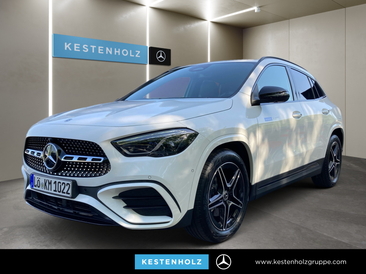 Getriebe: Automatikgetriebe 7G-DCT, 7 G&auml;ngeAusstattungslinie: AMG Line Exterieur: Advanced Plus,  AMG Line InterieurAusstattungspakete: Winterpaket,  AMG Sportpaket,  Komfort Paket: Sitzkomfort-Paket,  Night-Paket,  Licht- und Sichtpaket,  SpiegelpaketAssistenzsysteme: Fernlichtassistent,  Aktiver Park-Assistent inkl. PARKTRONIC,  Surround-Kamerasystem: Park-Paket mit 360&deg;-Kamera,  DISTRONIC,  Berganfahrhilfe,  Spracheingabesystem,  M&uuml;digkeitserkennung,  Spurhalteassistent,  Bremsassistent,  COLLISION PREVENTION ASSIST,  Verkehrszeichenerkennung,  GespannstabilisierungLicht und Sicht: Multibeam LED Scheinwerfer,  Tagfahrlicht,  Regensensor,  Automatisch abblendender Innenspiegel,  W&auml;rmeschutzverglasung,  Ambientebeleuchtung mehrfarbig,  LichtsensorAudio &amp; Kommunikation: MBUX,  Navigationssystem,  Radio,  Digitaler Radioempfang DAB,  USB Anschluss,  Mercedes connect me,  Handyvorbereitung Bluetooth,  Android Auto u. Apple CarPlay,  Kabelloses Laden f&uuml;r Handys,  WLAN HotspotKomfort: Digitales Kombiinstrument,  Klimaautomatik,  Lordosenst&uuml;tze Fahrer/Beifahrer,  Sitzheizung Fahrer/Beifahrer,  Sportsitze,  Armauflage Fahrer/Beifahrer,  Direktlenkung,  Lenks&auml;ule verstellbar,  HANDS-FREE ACCESS,  Start-Stopp System,  Zentralver. mit Fernbedienung,  Fensterheber elektrisch,  EASY-PACK Heckklappe,  DYNAMIC SELECT,  Getr&auml;nkehalter vornInterieur: Sitze Kunstleder Ledernachbildung ARTICO / Mikrofaser MICROCUT schwarz,  Innenfarbe schwarz,  Multifunktions-Sport-/Lederlenkrad,  Lenkradheizung,  Bordcomputer,  R&uuml;cksitze klappbar,  Dekoreinlagen: H62 Zierelemente Carbonstruktur,  Lenkrad-SchaltwippenExterieur: Anh&auml;ngerkupplung schwenkbar,  Tieferlegung: Komfortfahrwerk mit Tieferlegung,  Touchscreen Bedienung,  Sportbremsanlage,  AMG Leichtmetallfelgen 19 Zoll,  Au&szlig;enspiegel elekt. anklappbar,  Dachreling: schwarz,  Reifenpannenset,  NotrufsystemSicherheit: i-Size Kindersitzbefestigung,  Fu&szlig;g&auml;ngerschutzsystem,  Fahrer- /Beifahrerairbag,  Seitenairbag vorn und hinten,  Knieairbag Fahrer,  Traktionskontrolle,  Elektr. Stabilit&auml;tsprogramm ESP,  Reifendruckkontrolle,  Wegfahrsperre,  Au&szlig;entemperatur Anzeige,  Antiblockiersystem ABS,  Bremsverschlei&szlig;anzeige,  Notbremsassistent,  Totwinkel-AssistentWeitere Ausstattung: 2S0 Digitales Extra: Individualisierungs-Paket,  273 Ausstiegswarnfunktion,  Laderaum-Paket,  859 CENTRAL MEDIA DISPLAY,  Gebrauchtwagensiegel: Junge SterneSonstige Ma&szlig;e und Gewichte: Nutzlast: 500 kg,  zul&auml;ssiges Gesamtgewicht: 2.070 kg,  Radstand: 2.729 mm24 Monate Garantie ab Erstzulassung. Fahrzeug hat Haltedauer. Liefertermin in Abstimmung mit dem Verk&auml;ufer. Irrt&uuml;mer und &Auml;nderungen vorbehalten