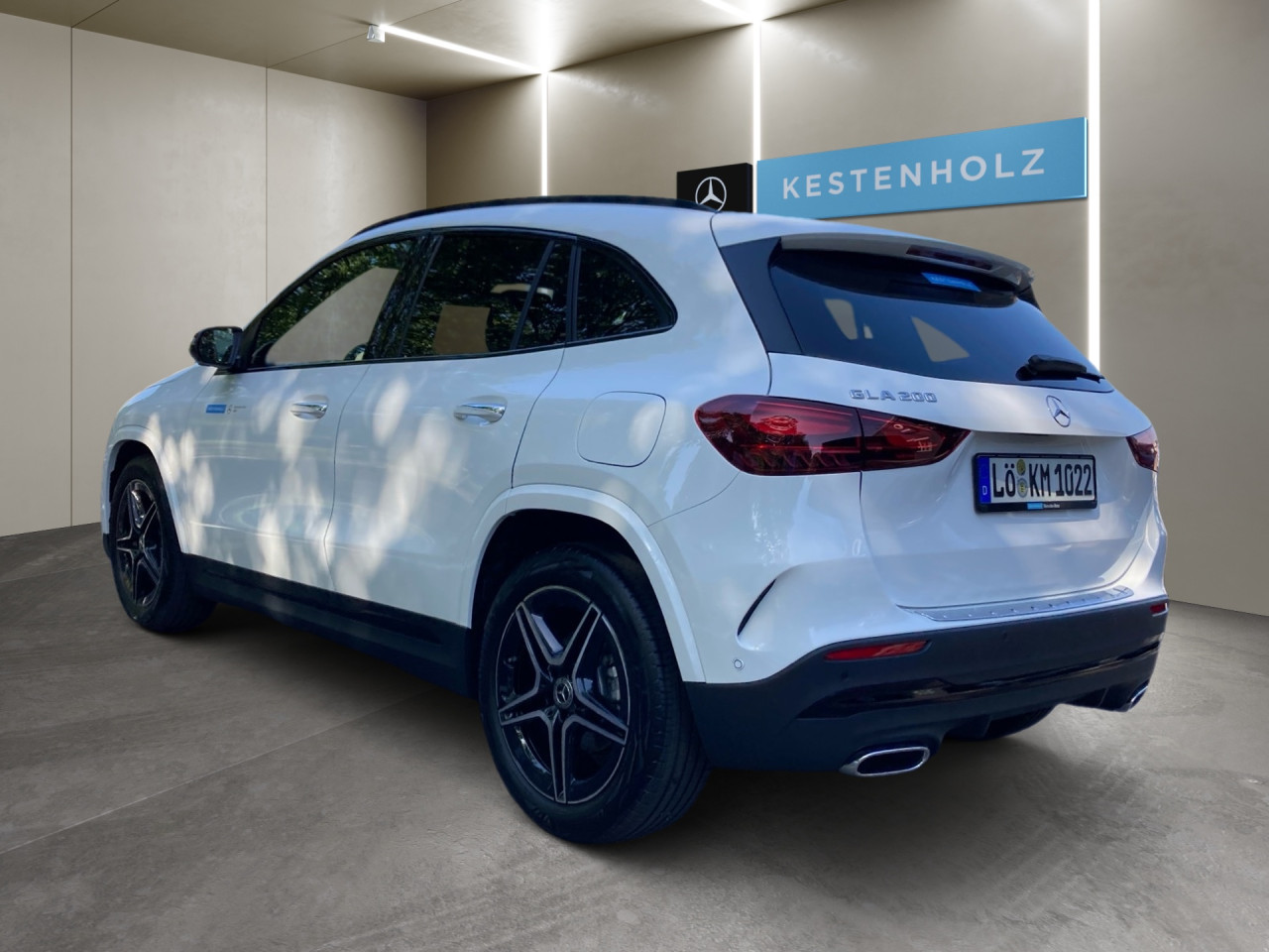 Getriebe: Automatikgetriebe 7G-DCT, 7 G&auml;ngeAusstattungslinie: AMG Line Exterieur: Advanced Plus,  AMG Line InterieurAusstattungspakete: Winterpaket,  AMG Sportpaket,  Komfort Paket: Sitzkomfort-Paket,  Night-Paket,  Licht- und Sichtpaket,  SpiegelpaketAssistenzsysteme: Fernlichtassistent,  Aktiver Park-Assistent inkl. PARKTRONIC,  Surround-Kamerasystem: Park-Paket mit 360&deg;-Kamera,  DISTRONIC,  Berganfahrhilfe,  Spracheingabesystem,  M&uuml;digkeitserkennung,  Spurhalteassistent,  Bremsassistent,  COLLISION PREVENTION ASSIST,  Verkehrszeichenerkennung,  GespannstabilisierungLicht und Sicht: Multibeam LED Scheinwerfer,  Tagfahrlicht,  Regensensor,  Automatisch abblendender Innenspiegel,  W&auml;rmeschutzverglasung,  Ambientebeleuchtung mehrfarbig,  LichtsensorAudio &amp; Kommunikation: MBUX,  Navigationssystem,  Radio,  Digitaler Radioempfang DAB,  USB Anschluss,  Mercedes connect me,  Handyvorbereitung Bluetooth,  Android Auto u. Apple CarPlay,  Kabelloses Laden f&uuml;r Handys,  WLAN HotspotKomfort: Digitales Kombiinstrument,  Klimaautomatik,  Lordosenst&uuml;tze Fahrer/Beifahrer,  Sitzheizung Fahrer/Beifahrer,  Sportsitze,  Armauflage Fahrer/Beifahrer,  Direktlenkung,  Lenks&auml;ule verstellbar,  HANDS-FREE ACCESS,  Start-Stopp System,  Zentralver. mit Fernbedienung,  Fensterheber elektrisch,  EASY-PACK Heckklappe,  DYNAMIC SELECT,  Getr&auml;nkehalter vornInterieur: Sitze Kunstleder Ledernachbildung ARTICO / Mikrofaser MICROCUT schwarz,  Innenfarbe schwarz,  Multifunktions-Sport-/Lederlenkrad,  Lenkradheizung,  Bordcomputer,  R&uuml;cksitze klappbar,  Dekoreinlagen: H62 Zierelemente Carbonstruktur,  Lenkrad-SchaltwippenExterieur: Anh&auml;ngerkupplung schwenkbar,  Tieferlegung: Komfortfahrwerk mit Tieferlegung,  Touchscreen Bedienung,  Sportbremsanlage,  AMG Leichtmetallfelgen 19 Zoll,  Au&szlig;enspiegel elekt. anklappbar,  Dachreling: schwarz,  Reifenpannenset,  NotrufsystemSicherheit: i-Size Kindersitzbefestigung,  Fu&szlig;g&auml;ngerschutzsystem,  Fahrer- /Beifahrerairbag,  Seitenairbag vorn und hinten,  Knieairbag Fahrer,  Traktionskontrolle,  Elektr. Stabilit&auml;tsprogramm ESP,  Reifendruckkontrolle,  Wegfahrsperre,  Au&szlig;entemperatur Anzeige,  Antiblockiersystem ABS,  Bremsverschlei&szlig;anzeige,  Notbremsassistent,  Totwinkel-AssistentWeitere Ausstattung: 2S0 Digitales Extra: Individualisierungs-Paket,  859 CENTRAL MEDIA DISPLAY,  Laderaum-Paket,  273 Ausstiegswarnfunktion,  Gebrauchtwagensiegel: Junge SterneSonstige Ma&szlig;e und Gewichte: Nutzlast: 500 kg,  zul&auml;ssiges Gesamtgewicht: 2.070 kg,  Radstand: 2.729 mm24 Monate Garantie ab Erstzulassung. Fahrzeug hat Haltedauer. Liefertermin in Abstimmung mit dem Verk&auml;ufer. Irrt&uuml;mer und &Auml;nderungen vorbehalten