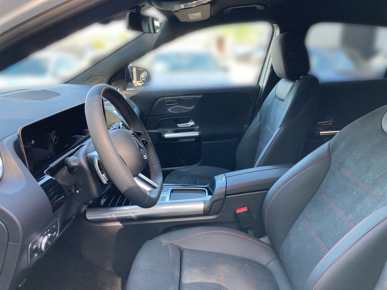 Getriebe: Automatikgetriebe 7G-DCT, 7 G&auml;ngeAusstattungslinie: AMG Line Exterieur: Advanced Plus,  AMG Line InterieurAusstattungspakete: Winterpaket,  AMG Sportpaket,  Komfort Paket: Sitzkomfort-Paket,  Night-Paket,  Licht- und Sichtpaket,  SpiegelpaketAssistenzsysteme: Fernlichtassistent,  Aktiver Park-Assistent inkl. PARKTRONIC,  Surround-Kamerasystem: Park-Paket mit 360&deg;-Kamera,  DISTRONIC,  Berganfahrhilfe,  Spracheingabesystem,  M&uuml;digkeitserkennung,  Spurhalteassistent,  Bremsassistent,  COLLISION PREVENTION ASSIST,  Verkehrszeichenerkennung,  GespannstabilisierungLicht und Sicht: Multibeam LED Scheinwerfer,  Tagfahrlicht,  Regensensor,  Automatisch abblendender Innenspiegel,  W&auml;rmeschutzverglasung,  Ambientebeleuchtung mehrfarbig,  LichtsensorAudio &amp; Kommunikation: MBUX,  Navigationssystem,  Radio,  Digitaler Radioempfang DAB,  USB Anschluss,  Mercedes connect me,  Handyvorbereitung Bluetooth,  Android Auto u. Apple CarPlay,  Kabelloses Laden f&uuml;r Handys,  WLAN HotspotKomfort: Digitales Kombiinstrument,  Klimaautomatik,  Lordosenst&uuml;tze Fahrer/Beifahrer,  Sitzheizung Fahrer/Beifahrer,  Sportsitze,  Armauflage Fahrer/Beifahrer,  Direktlenkung,  Lenks&auml;ule verstellbar,  HANDS-FREE ACCESS,  Start-Stopp System,  Zentralver. mit Fernbedienung,  Fensterheber elektrisch,  EASY-PACK Heckklappe,  DYNAMIC SELECT,  Getr&auml;nkehalter vornInterieur: Sitze Kunstleder Ledernachbildung ARTICO / Mikrofaser MICROCUT schwarz,  Innenfarbe schwarz,  Multifunktions-Sport-/Lederlenkrad,  Lenkradheizung,  Bordcomputer,  R&uuml;cksitze klappbar,  Dekoreinlagen: H62 Zierelemente Carbonstruktur,  Lenkrad-SchaltwippenExterieur: Anh&auml;ngerkupplung schwenkbar,  Tieferlegung: Komfortfahrwerk mit Tieferlegung,  Touchscreen Bedienung,  Sportbremsanlage,  AMG Leichtmetallfelgen 19 Zoll,  Au&szlig;enspiegel elekt. anklappbar,  Dachreling: schwarz,  Reifenpannenset,  NotrufsystemSicherheit: i-Size Kindersitzbefestigung,  Fu&szlig;g&auml;ngerschutzsystem,  Fahrer- /Beifahrerairbag,  Seitenairbag vorn und hinten,  Knieairbag Fahrer,  Traktionskontrolle,  Elektr. Stabilit&auml;tsprogramm ESP,  Reifendruckkontrolle,  Wegfahrsperre,  Au&szlig;entemperatur Anzeige,  Antiblockiersystem ABS,  Bremsverschlei&szlig;anzeige,  Notbremsassistent,  Totwinkel-AssistentWeitere Ausstattung: 2S0 Digitales Extra: Individualisierungs-Paket,  859 CENTRAL MEDIA DISPLAY,  Laderaum-Paket,  273 Ausstiegswarnfunktion,  Gebrauchtwagensiegel: Junge SterneSonstige Ma&szlig;e und Gewichte: Nutzlast: 500 kg,  zul&auml;ssiges Gesamtgewicht: 2.070 kg,  Radstand: 2.729 mm24 Monate Garantie ab Erstzulassung. Fahrzeug hat Haltedauer. Liefertermin in Abstimmung mit dem Verk&auml;ufer. Irrt&uuml;mer und &Auml;nderungen vorbehalten
