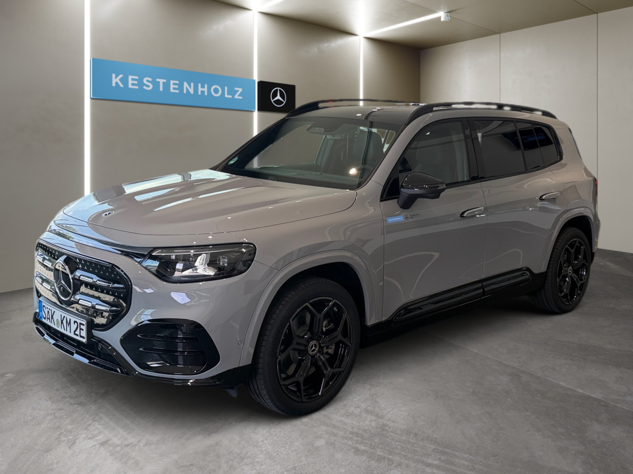 Getriebe: AutomatikgetriebeDetailangaben f&uuml;r XEV Fahrzeug: Batterietechnologie: Lithium-Ionen,  Nutzbare Batteriekapazit&auml;t: 85,0kWh,  Ladezeit (in Minuten): 540 (10% bis 100%),  Schnellladezeit (in Minuten): 22 (10% bis 80%)Ausstattungslinie: AMG Line Exterieur: AMG Line Plus,  AMG Line InterieurAusstattungspakete: AMG Sportpaket,  Premiumpaket,  Night-Paket,  SpiegelpaketAssistenzsysteme: Fernlichtassistent: Plus,  PARKTRONIC,  R&uuml;ckfahrkamera,  Adaptive Cruise Control ACC,  Berganfahrhilfe,  Spracheingabesystem,  M&uuml;digkeitserkennung,  Spurwechselassistent,  Spurhalteassistent,  Bremsassistent,  COLLISION PREVENTION ASSIST,  GespannstabilisierungLicht und Sicht: Multibeam LED Scheinwerfer,  Tagfahrlicht,  W&auml;rmeschutzverglasung,  Ambientebeleuchtung,  LichtsensorAudio &amp; Kommunikation: MBUX,  Radio: Steuercode Funktion Radio Standard AM/FM,  Digitaler Radioempfang DAB,  AUX &amp; USB Anschluss,  Handyvorbereitung Bluetooth,  WLAN HotspotKomfort: Klimaautomatik,  Panoramadach,  Memoryfunktion Fahrersitz,  Lordosenst&uuml;tze Fahrer,  Sitzheizung Fahrer/Beifahrer,  Sportsitze,  Armauflage hinten,  Servolenkung,  Lenks&auml;ule verstellbar,  HANDS-FREE ACCESS,  Start-Stopp System,  Zentralverriegelung,  Fensterheber elektrisch,  EASY-PACK Heckklappe,  W&auml;rmepumpeInterieur: Sitze Kunstleder Ledernachbildung ARTICO Nappaoptik / Mikrofaser MICROCUT schwarz,  Innenfarbe schwarz,  Multifunktions-Sport-/Lederlenkrad,  Bordcomputer,  Dekoreinlagen: H43 Zierelemente Aluminium mit Carbonschliff hell,  Lenkrad-SchaltwippenExterieur: Anh&auml;ngerkupplung schwenkbar,  Touchscreen Bedienung,  AMG Leichtmetallfelgen 20 Zoll: im 5-Doppelspeichen-Design,  Au&szlig;enspiegel elekt.,  Reifenpannenset,  NotrufsystemAirbags: MittelairbagSicherheit: i-Size Kindersitzbefestigung,  Fu&szlig;g&auml;ngerschutzsystem,  Fahrer- /Beifahrerairbag,  Seitenairbag vorn und hinten,  Knieairbag Fahrer,  Traktionskontrolle,  Elektr. Stabilit&auml;tsprogramm ESP,  Reifendruckverlust-Warnung,  Wegfahrsperre,  Au&szlig;entemperatur Anzeige,  Antiblockiersystem ABS,  Bremsverschlei&szlig;anzeige,  Notbremsassistent,  Akustischer Umfeldschutz,  Totwinkel-AssistentWeitere Ausstattung: 18W PREPARATION - AUTOMATED PARKING ASSIST (APA),  637 Flexibles Ladesystem Pro,  1B3 Techn. Kommunikationsmodulvariante f&uuml;r ECE,  99B aktive Verstelld&auml;mpfung Normally open,  63B Fahrzeugsteckdose,  K56 Geschwindigkeitslimit-Warnung,  K59 Ausweichlenk-Funktion,  2U1 AIRPANEL,  K58 Nothalt-Funktion,  2U8 K&auml;ltemittel 1234yf,  11W PREPARATION - EXTENDED TRAFFIC SIGN ASSIST (ETSA),  807 Modelljahrcode,  K61 Man&ouml;vrier-Assistent,  U1B Digitales Extra: Vorr&uuml;stung f&uuml;r MB.CHARGE Home Pro,  L Linkslenkung,  SW0 BATTERY SOFTWARE OUTPUT LEVEL BASIC,  U20 12-V-Steckdose f&uuml;r Beifahrer,  896 Digitales Extra: Vorr&uuml;stung f&uuml;r Digitalen Fahrzeugschl&uuml;ssel f&uuml;r Smartphone,  897 Kabelloses Ladesystem f&uuml;r mobile Endger&auml;te vorn,  12W PREPARATION - ACTIVE BLIND SPOT MONITORING (ABSM),  U23 Sitzbelegungserkennung f&uuml;r Fondsitze,  4B9 Flexibles Ladesystem Pro,  25W PREPARATION - ACTIVE LANE CHANGE ASSIST (ALCA),  13W PREPARATION - ACTIVE LANE STEERING ASSIST (ALSA),  8K0 Limiter,  Memory-Paket,  430 Terrain Mode,  EMC ELEKTROMOTOR VORNE - EATS-MODUL 1.6,  6P5 Steuercode Vertrieb  f. Code 475,  70V Speed- und Loadindex 100W XL+101W XL,  83B Gleichstrom-Ladesystem (DC-Laden zus&auml;tzlich mit 400 V),  0U1 Headunit L&auml;nderset f&uuml;r ECE (NTG 7),  K12 Steuercode f&uuml;r Serviceintervall,  166 Produktionsstandort Fahrzeug Kecskem&eacute;t,  567 Fondsitze l&auml;ngs verstellbar,  8U4 PTC-Batterie-Zuheizer f&uuml;r Hybrid/EV,  3K0 Mercedes Stern teilbeleuchtet,  3K1 Vorderer Kofferraum mechanisch,  31W PREP. - AUTOMATIC SPEED CONTROL,  84B On-board AC-Lader bis 22 kW,  72B USB-Paket Plus,  693 Gleichstrom-Ladesystem (DC-Laden mit 800 V),  04U Transparente Motorhaube,  28W PREP. - EXTENDED RESTART BY STOP AND GO TRAFFIC,  698 VISION CONTROL,  458 Fahrerdisplay,  20W PREPARATION - SURROUND VIEW SYSTEM (SVS),  219 Selfie- und Videokamera,  BAG EB5XY - BATTERIE,  K34 Digitales Extra: Streckenbasierte Geschwindigkeits-Anpassung,  29W PREPARATION - SPEED ADJUSTMENT TRACK-BASED,  589 Umfeldbeleuchtung mit animierter Projektion des Mercedes-Benz Pattern,  2-fach,  986 Identifikationsschild mit VIN-Nummer,  868 ZentraldisplaySonstige Ma&szlig;e und Gewichte: Nutzlast: 505 kg,  zul&auml;ssiges Gesamtgewicht: 2.780 kg,  Radstand: 2.889 mm24 Monate Garantie ab Erstzulassung. Fahrzeug hat Haltedauer. Liefertermin in Abstimmung mit dem Verk&auml;ufer. Irrt&uuml;mer und &Auml;nderungen vorbehalten