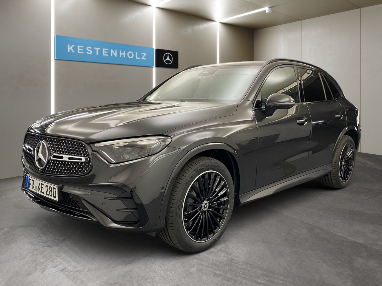 Getriebe: Automatikgetriebe 9 G-TRONIC, 9 G&auml;ngeAusstattungslinie: AMG Line Exterieur: Advanced Plus,  AMG Line InterieurAusstattungspakete: AMG Sportpaket,  Komfort Paket: Kofferraumkomfort-Paket,  Night-Paket,  Lichtpaket: Innenlichtpaket,  Ablagepaket,  Chrompaket,  SpiegelpaketAssistenzsysteme: Fernlichtassistent,  Aktiver Park-Assistent inkl. PARKTRONIC,  Surround-Kamerasystem: Park-Paket mit 360&deg;-Kamera,  DISTRONIC,  Berganfahrhilfe,  Spracheingabesystem,  M&uuml;digkeitserkennung,  Spurhalteassistent,  Bremsassistent,  COLLISION PREVENTION ASSIST,  ATTENTION ASSIST,  Verkehrszeichenerkennung,  GespannstabilisierungLicht und Sicht: Digital Light,  Tagfahrlicht,  Regensensor,  Automatisch abblendender Innenspiegel,  W&auml;rmeschutzverglasung,  Ambientebeleuchtung mehrfarbig,  LichtsensorAudio &amp; Kommunikation: MBUX,  Navigationssystem,  Radio,  Multi-Funktions-Display,  Digitaler Radioempfang DAB,  Soundsystem,  USB Anschluss,  Handyvorbereitung Bluetooth,  Android Auto u. Apple CarPlay,  Kabelloses Laden f&uuml;r Handys,  WLAN HotspotKomfort: Widescreen Cockpit,  Klimaautomatik,  Fahrer-/Beifahrersitz elektrisch,  Memoryfunktion Fahrersitz,  Lordosenst&uuml;tze Fahrer/Beifahrer,  Sitzheizung Fahrer/Beifahrer,  Sportsitze,  Armauflage Fahrer/Beifahrer,  Servolenkung,  Lenks&auml;ule verstellbar,  Keyless-Start,  Start-Stopp System,  Zentralver. mit Fernbedienung,  Fensterheber elektrisch,  EASY-PACK Heckklappe,  DYNAMIC SELECT,  Getr&auml;nkehalter vornInterieur: Sitze Kunstleder Ledernachbildung ARTICO / Mikrofaser MICROCUT schwarz,  Innenfarbe schwarz,  Multifunktions-Sport-/Lederlenkrad,  Bordcomputer,  R&uuml;cksitze klappbar,  Laderaumabdeckung: Easy Pack,  Dekoreinlagen: H08 Zierelemente Holz Linde linestructure anthrazit offenporig,  Lenkrad-SchaltwippenExterieur: AGILITY CONTROL Fahrwerk,  Anh&auml;ngerkupplung schwenkbar,  Touchscreen Bedienung,  AMG Leichtmetallfelgen 20 Zoll,  Au&szlig;enspiegel elekt. anklappbar,  Dachreling: schwarz,  Reifenpannenset,  NotrufsystemAirbags: MittelairbagSicherheit: i-Size Kindersitzbefestigung,  Fahrer- /Beifahrerairbag,  Seitenairbag vorn und hinten,  Knieairbag Fahrer,  Traktionskontrolle,  Elektr. Stabilit&auml;tsprogramm ESP,  Reifendruckkontrolle,  Wegfahrsperre,  Au&szlig;entemperatur Anzeige,  Antiblockiersystem ABS,  Bremsverschlei&szlig;anzeige,  Notbremsassistent,  Totwinkel-AssistentWeitere Ausstattung: DB7 Edition AMG-Line,  Memory-Paket,  321 Fingerabdrucksensor,  PDB Advanced-Plus-Paket mit  Digitalen Extras,  Gebrauchtwagensiegel: Junge SterneSonstige Ma&szlig;e und Gewichte: Nutzlast: 565 kg,  zul&auml;ssiges Gesamtgewicht: 2.550 kg,  Radstand: 2.888 mm24 Monate Garantie ab Erstzulassung. Fahrzeug hat Haltedauer. Liefertermin in Abstimmung mit dem Verk&auml;ufer. Irrt&uuml;mer und &Auml;nderungen vorbehalten