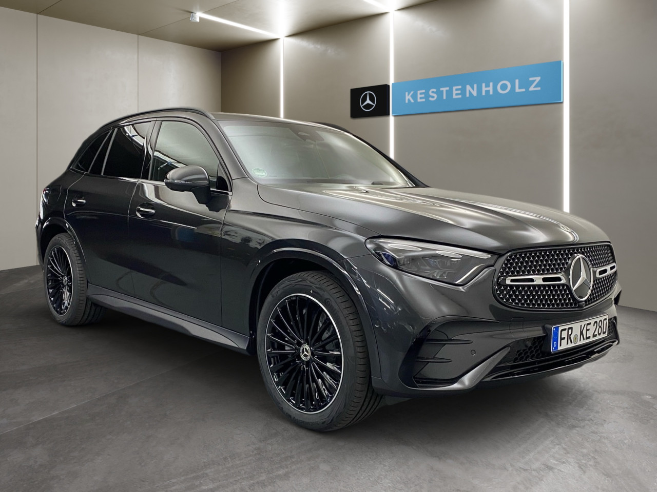 Getriebe: Automatikgetriebe 9 G-TRONIC, 9 G&auml;ngeAusstattungslinie: AMG Line Exterieur: Advanced Plus,  AMG Line InterieurAusstattungspakete: AMG Sportpaket,  Komfort Paket: Kofferraumkomfort-Paket,  Night-Paket,  Lichtpaket: Innenlichtpaket,  Ablagepaket,  Chrompaket,  SpiegelpaketAssistenzsysteme: Fernlichtassistent,  Aktiver Park-Assistent inkl. PARKTRONIC,  Surround-Kamerasystem: Park-Paket mit 360&deg;-Kamera,  DISTRONIC,  Berganfahrhilfe,  Spracheingabesystem,  M&uuml;digkeitserkennung,  Spurhalteassistent,  Bremsassistent,  COLLISION PREVENTION ASSIST,  ATTENTION ASSIST,  Verkehrszeichenerkennung,  GespannstabilisierungLicht und Sicht: Digital Light,  Tagfahrlicht,  Regensensor,  Automatisch abblendender Innenspiegel,  W&auml;rmeschutzverglasung,  Ambientebeleuchtung mehrfarbig,  LichtsensorAudio &amp; Kommunikation: MBUX,  Navigationssystem,  Radio,  Multi-Funktions-Display,  Digitaler Radioempfang DAB,  Soundsystem,  USB Anschluss,  Handyvorbereitung Bluetooth,  Android Auto u. Apple CarPlay,  Kabelloses Laden f&uuml;r Handys,  WLAN HotspotKomfort: Widescreen Cockpit,  Klimaautomatik,  Fahrer-/Beifahrersitz elektrisch,  Memoryfunktion Fahrersitz,  Lordosenst&uuml;tze Fahrer/Beifahrer,  Sitzheizung Fahrer/Beifahrer,  Sportsitze,  Armauflage Fahrer/Beifahrer,  Servolenkung,  Lenks&auml;ule verstellbar,  Keyless-Start,  Start-Stopp System,  Zentralver. mit Fernbedienung,  Fensterheber elektrisch,  EASY-PACK Heckklappe,  DYNAMIC SELECT,  Getr&auml;nkehalter vornInterieur: Sitze Kunstleder Ledernachbildung ARTICO / Mikrofaser MICROCUT schwarz,  Innenfarbe schwarz,  Multifunktions-Sport-/Lederlenkrad,  Bordcomputer,  R&uuml;cksitze klappbar,  Laderaumabdeckung: Easy Pack,  Dekoreinlagen: H08 Zierelemente Holz Linde linestructure anthrazit offenporig,  Lenkrad-SchaltwippenExterieur: AGILITY CONTROL Fahrwerk,  Anh&auml;ngerkupplung schwenkbar,  Touchscreen Bedienung,  AMG Leichtmetallfelgen 20 Zoll,  Au&szlig;enspiegel elekt. anklappbar,  Dachreling: schwarz,  Reifenpannenset,  NotrufsystemAirbags: MittelairbagSicherheit: i-Size Kindersitzbefestigung,  Fahrer- /Beifahrerairbag,  Seitenairbag vorn und hinten,  Knieairbag Fahrer,  Traktionskontrolle,  Elektr. Stabilit&auml;tsprogramm ESP,  Reifendruckkontrolle,  Wegfahrsperre,  Au&szlig;entemperatur Anzeige,  Antiblockiersystem ABS,  Bremsverschlei&szlig;anzeige,  Notbremsassistent,  Totwinkel-AssistentWeitere Ausstattung: DB7 Edition AMG-Line,  Memory-Paket,  321 Fingerabdrucksensor,  PDB Advanced-Plus-Paket mit  Digitalen Extras,  Gebrauchtwagensiegel: Junge SterneSonstige Ma&szlig;e und Gewichte: Nutzlast: 565 kg,  zul&auml;ssiges Gesamtgewicht: 2.550 kg,  Radstand: 2.888 mm24 Monate Garantie ab Erstzulassung. Fahrzeug hat Haltedauer. Liefertermin in Abstimmung mit dem Verk&auml;ufer. Irrt&uuml;mer und &Auml;nderungen vorbehalten