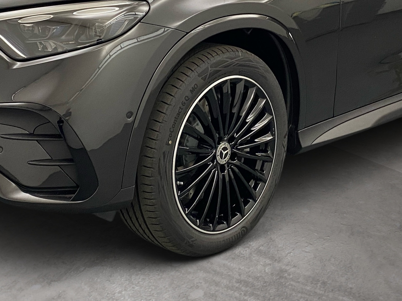 Getriebe: Automatikgetriebe 9 G-TRONIC, 9 G&auml;ngeAusstattungslinie: AMG Line Exterieur: Advanced Plus,  AMG Line InterieurAusstattungspakete: AMG Sportpaket,  Komfort Paket: Kofferraumkomfort-Paket,  Night-Paket,  Lichtpaket: Innenlichtpaket,  Ablagepaket,  Chrompaket,  SpiegelpaketAssistenzsysteme: Fernlichtassistent,  Aktiver Park-Assistent inkl. PARKTRONIC,  Surround-Kamerasystem: Park-Paket mit 360&deg;-Kamera,  DISTRONIC,  Berganfahrhilfe,  Spracheingabesystem,  M&uuml;digkeitserkennung,  Spurhalteassistent,  Bremsassistent,  COLLISION PREVENTION ASSIST,  ATTENTION ASSIST,  Verkehrszeichenerkennung,  GespannstabilisierungLicht und Sicht: Digital Light,  Tagfahrlicht,  Regensensor,  Automatisch abblendender Innenspiegel,  W&auml;rmeschutzverglasung,  Ambientebeleuchtung mehrfarbig,  LichtsensorAudio &amp; Kommunikation: MBUX,  Navigationssystem,  Radio,  Multi-Funktions-Display,  Digitaler Radioempfang DAB,  Soundsystem,  USB Anschluss,  Handyvorbereitung Bluetooth,  Android Auto u. Apple CarPlay,  Kabelloses Laden f&uuml;r Handys,  WLAN HotspotKomfort: Widescreen Cockpit,  Klimaautomatik,  Fahrer-/Beifahrersitz elektrisch,  Memoryfunktion Fahrersitz,  Lordosenst&uuml;tze Fahrer/Beifahrer,  Sitzheizung Fahrer/Beifahrer,  Sportsitze,  Armauflage Fahrer/Beifahrer,  Servolenkung,  Lenks&auml;ule verstellbar,  Keyless-Start,  Start-Stopp System,  Zentralver. mit Fernbedienung,  Fensterheber elektrisch,  EASY-PACK Heckklappe,  DYNAMIC SELECT,  Getr&auml;nkehalter vornInterieur: Sitze Kunstleder Ledernachbildung ARTICO / Mikrofaser MICROCUT schwarz,  Innenfarbe schwarz,  Multifunktions-Sport-/Lederlenkrad,  Bordcomputer,  R&uuml;cksitze klappbar,  Laderaumabdeckung: Easy Pack,  Dekoreinlagen: H08 Zierelemente Holz Linde linestructure anthrazit offenporig,  Lenkrad-SchaltwippenExterieur: AGILITY CONTROL Fahrwerk,  Anh&auml;ngerkupplung schwenkbar,  Touchscreen Bedienung,  AMG Leichtmetallfelgen 20 Zoll,  Au&szlig;enspiegel elekt. anklappbar,  Dachreling: schwarz,  Reifenpannenset,  NotrufsystemAirbags: MittelairbagSicherheit: i-Size Kindersitzbefestigung,  Fahrer- /Beifahrerairbag,  Seitenairbag vorn und hinten,  Knieairbag Fahrer,  Traktionskontrolle,  Elektr. Stabilit&auml;tsprogramm ESP,  Reifendruckkontrolle,  Wegfahrsperre,  Au&szlig;entemperatur Anzeige,  Antiblockiersystem ABS,  Bremsverschlei&szlig;anzeige,  Notbremsassistent,  Totwinkel-AssistentWeitere Ausstattung: DB7 Edition AMG-Line,  Memory-Paket,  321 Fingerabdrucksensor,  PDB Advanced-Plus-Paket mit  Digitalen Extras,  Gebrauchtwagensiegel: Junge SterneSonstige Ma&szlig;e und Gewichte: Nutzlast: 565 kg,  zul&auml;ssiges Gesamtgewicht: 2.550 kg,  Radstand: 2.888 mm24 Monate Garantie ab Erstzulassung. Fahrzeug hat Haltedauer. Liefertermin in Abstimmung mit dem Verk&auml;ufer. Irrt&uuml;mer und &Auml;nderungen vorbehalten