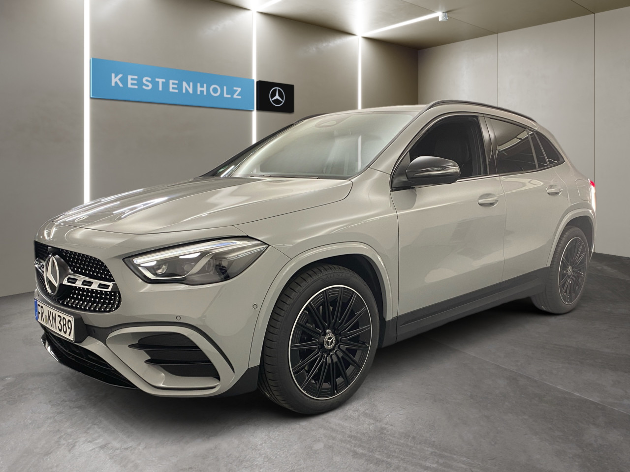 Getriebe: Automatikgetriebe 7G-DCT, 7 G&auml;ngeAusstattungslinie: AMG Line Exterieur,  AMG Line InterieurAusstattungspakete: AMG Sportpaket,  Komfort Paket: Sitzkomfort-Paket,  Night-Paket,  Licht- und Sichtpaket,  SpiegelpaketAssistenzsysteme: Fernlichtassistent,  Aktiver Park-Assistent inkl. PARKTRONIC: Park-Paket,  R&uuml;ckfahrkamera,  Berganfahrhilfe,  Spracheingabesystem,  M&uuml;digkeitserkennung,  Spurhalteassistent,  Bremsassistent,  COLLISION PREVENTION ASSIST,  ATTENTION ASSIST,  Geschwindigkeitslimit-AssistentLicht und Sicht: Multibeam LED Scheinwerfer,  Tagfahrlicht,  Regensensor,  Automatisch abblendender Innenspiegel,  W&auml;rmeschutzverglasung,  Ambientebeleuchtung,  LichtsensorAudio &amp; Kommunikation: MBUX,  Navigationssystem,  Radio,  Digitaler Radioempfang DAB,  Soundsystem: Advanced,  USB Anschluss,  Mercedes connect me,  Handyvorbereitung Bluetooth,  Android Auto u. Apple CarPlay,  Kabelloses Laden f&uuml;r Handys,  WLAN HotspotKomfort: Digitales Kombiinstrument,  Klimaautomatik,  Lordosenst&uuml;tze Fahrer/Beifahrer,  Sitzheizung Fahrer/Beifahrer,  Sportsitze,  Armauflage Fahrer/Beifahrer,  Direktlenkung,  Lenks&auml;ule verstellbar,  Start-Stopp System,  Zentralver. mit Fernbedienung,  Fensterheber elektrisch,  EASY-PACK Heckklappe,  DYNAMIC SELECT,  Getr&auml;nkehalter vornInterieur: Sitze Kunstleder Ledernachbildung ARTICO / Mikrofaser MICROCUT schwarz,  Innenfarbe schwarz,  Multifunktions-Sport-/Lederlenkrad,  Bordcomputer,  R&uuml;cksitze klappbar,  Dekoreinlagen: H44 Zierelemente Aluminium mit L&auml;ngsschliff hell,  Lenkrad-SchaltwippenExterieur: Tieferlegung: Komfortfahrwerk mit Tieferlegung,  Touchscreen Bedienung,  Sportbremsanlage,  AMG Leichtmetallfelgen 20 Zoll,  Au&szlig;enspiegel elekt. anklappbar,  Dachreling: schwarz,  Reifenpannenset,  NotrufsystemSicherheit: i-Size Kindersitzbefestigung,  Fu&szlig;g&auml;ngerschutzsystem,  Fahrer- /Beifahrerairbag,  Seitenairbag vorn und hinten,  Knieairbag Fahrer,  Traktionskontrolle,  Elektr. Stabilit&auml;tsprogramm ESP,  Reifendruckkontrolle,  Wegfahrsperre,  Au&szlig;entemperatur Anzeige,  Antiblockiersystem ABS,  Bremsverschlei&szlig;anzeige,  Notbremsassistent,  Totwinkel-AssistentWeitere Ausstattung: 2S0 Digitales Extra: Individualisierungs-Paket,  Special Edition,  859 CENTRAL MEDIA DISPLAY,  00U Digitales Extra: Remote Services,  B01 Hybrid Antrieb mit 48-Volt-Technologie,  K13 Serviceintervall 25.000 KM,  273 Ausstiegswarnfunktion,  362 Kommunikationsmodul f&uuml;r die Nutzung von Digitalen Extras,  Laderaum-Paket,  0K2 STEERING CODE - OUTPUT ACTIV AES-FLAG,  Gebrauchtwagensiegel: Junge SterneSonstige Ma&szlig;e und Gewichte: Nutzlast: 500 kg,  zul&auml;ssiges Gesamtgewicht: 2.070 kg,  Radstand: 2.729 mm24 Monate Garantie ab Erstzulassung. Fahrzeug hat Haltedauer. Liefertermin in Abstimmung mit dem Verk&auml;ufer. Irrt&uuml;mer und &Auml;nderungen vorbehalten