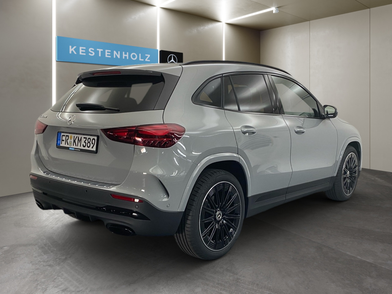 Getriebe: Automatikgetriebe 7G-DCT, 7 G&auml;ngeAusstattungslinie: AMG Line Exterieur,  AMG Line InterieurAusstattungspakete: AMG Sportpaket,  Komfort Paket: Sitzkomfort-Paket,  Night-Paket,  Licht- und Sichtpaket,  SpiegelpaketAssistenzsysteme: Fernlichtassistent,  Aktiver Park-Assistent inkl. PARKTRONIC: Park-Paket,  R&uuml;ckfahrkamera,  Berganfahrhilfe,  Spracheingabesystem,  M&uuml;digkeitserkennung,  Spurhalteassistent,  Bremsassistent,  COLLISION PREVENTION ASSIST,  ATTENTION ASSIST,  Geschwindigkeitslimit-AssistentLicht und Sicht: Multibeam LED Scheinwerfer,  Tagfahrlicht,  Regensensor,  Automatisch abblendender Innenspiegel,  W&auml;rmeschutzverglasung,  Ambientebeleuchtung,  LichtsensorAudio &amp; Kommunikation: MBUX,  Navigationssystem,  Radio,  Digitaler Radioempfang DAB,  Soundsystem: Advanced,  USB Anschluss,  Mercedes connect me,  Handyvorbereitung Bluetooth,  Android Auto u. Apple CarPlay,  Kabelloses Laden f&uuml;r Handys,  WLAN HotspotKomfort: Digitales Kombiinstrument,  Klimaautomatik,  Lordosenst&uuml;tze Fahrer/Beifahrer,  Sitzheizung Fahrer/Beifahrer,  Sportsitze,  Armauflage Fahrer/Beifahrer,  Direktlenkung,  Lenks&auml;ule verstellbar,  Start-Stopp System,  Zentralver. mit Fernbedienung,  Fensterheber elektrisch,  EASY-PACK Heckklappe,  DYNAMIC SELECT,  Getr&auml;nkehalter vornInterieur: Sitze Kunstleder Ledernachbildung ARTICO / Mikrofaser MICROCUT schwarz,  Innenfarbe schwarz,  Multifunktions-Sport-/Lederlenkrad,  Bordcomputer,  R&uuml;cksitze klappbar,  Dekoreinlagen: H44 Zierelemente Aluminium mit L&auml;ngsschliff hell,  Lenkrad-SchaltwippenExterieur: Tieferlegung: Komfortfahrwerk mit Tieferlegung,  Touchscreen Bedienung,  Sportbremsanlage,  AMG Leichtmetallfelgen 20 Zoll,  Au&szlig;enspiegel elekt. anklappbar,  Dachreling: schwarz,  Reifenpannenset,  NotrufsystemSicherheit: i-Size Kindersitzbefestigung,  Fu&szlig;g&auml;ngerschutzsystem,  Fahrer- /Beifahrerairbag,  Seitenairbag vorn und hinten,  Knieairbag Fahrer,  Traktionskontrolle,  Elektr. Stabilit&auml;tsprogramm ESP,  Reifendruckkontrolle,  Wegfahrsperre,  Au&szlig;entemperatur Anzeige,  Antiblockiersystem ABS,  Bremsverschlei&szlig;anzeige,  Notbremsassistent,  Totwinkel-AssistentWeitere Ausstattung: 2S0 Digitales Extra: Individualisierungs-Paket,  Special Edition,  859 CENTRAL MEDIA DISPLAY,  00U Digitales Extra: Remote Services,  B01 Hybrid Antrieb mit 48-Volt-Technologie,  K13 Serviceintervall 25.000 KM,  273 Ausstiegswarnfunktion,  362 Kommunikationsmodul f&uuml;r die Nutzung von Digitalen Extras,  Laderaum-Paket,  0K2 STEERING CODE - OUTPUT ACTIV AES-FLAG,  Gebrauchtwagensiegel: Junge SterneSonstige Ma&szlig;e und Gewichte: Nutzlast: 500 kg,  zul&auml;ssiges Gesamtgewicht: 2.070 kg,  Radstand: 2.729 mm24 Monate Garantie ab Erstzulassung. Fahrzeug hat Haltedauer. Liefertermin in Abstimmung mit dem Verk&auml;ufer. Irrt&uuml;mer und &Auml;nderungen vorbehalten