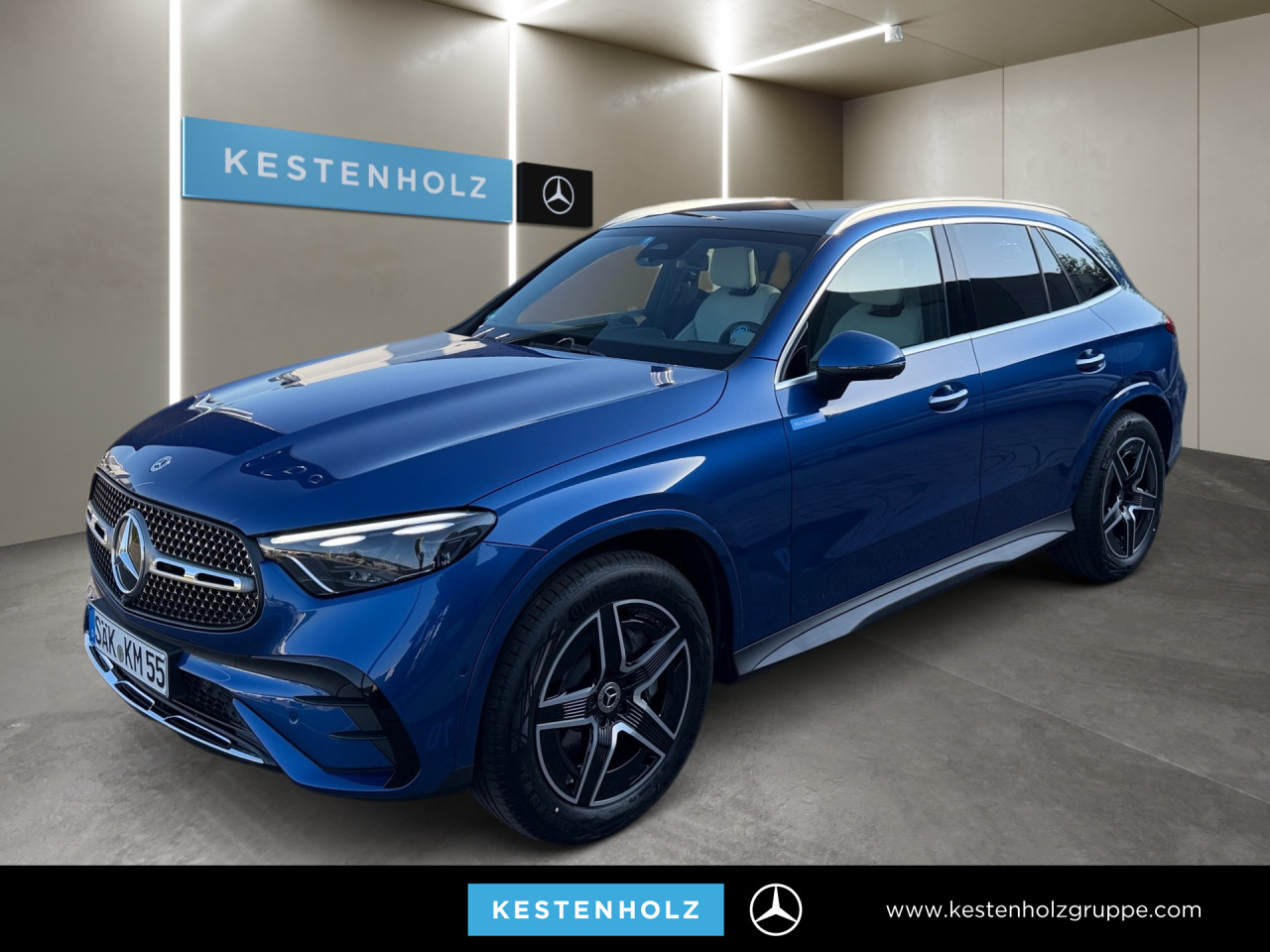 Getriebe: Automatikgetriebe 9 G-TRONIC, 9 G&auml;ngeAusstattungslinie: AMG Line Exterieur: Advanced Plus,  AMG Line InterieurAusstattungspakete: Winterpaket,  AMG Sportpaket,  Komfort Paket: Kofferraumkomfort-Paket,  Lichtpaket: Innenlichtpaket,  Ablagepaket,  Chrompaket,  SpiegelpaketAssistenzsysteme: Fernlichtassistent,  Aktiver Park-Assistent inkl. PARKTRONIC,  Surround-Kamerasystem: Park-Paket mit 360&deg;-Kamera,  DISTRONIC,  Berganfahrhilfe,  Spracheingabesystem,  M&uuml;digkeitserkennung,  Spurhalteassistent,  Bremsassistent,  COLLISION PREVENTION ASSIST,  ATTENTION ASSIST,  Verkehrszeichenerkennung,  GespannstabilisierungLicht und Sicht: Digital Light,  Tagfahrlicht,  Regensensor,  Automatisch abblendender Innenspiegel,  W&auml;rmeschutzverglasung,  Ambientebeleuchtung mehrfarbig,  LichtsensorAudio &amp; Kommunikation: MBUX,  Navigationssystem,  Radio,  Multi-Funktions-Display,  Digitaler Radioempfang DAB,  Soundsystem,  USB Anschluss,  Handyvorbereitung Bluetooth,  Android Auto u. Apple CarPlay,  Kabelloses Laden f&uuml;r Handys,  WLAN HotspotKomfort: Widescreen Cockpit,  Klimaautomatik,  Panorama-Schiebedach,  Fahrer-/Beifahrersitz elektrisch,  Memoryfunktion Fahrersitz,  Lordosenst&uuml;tze Fahrer/Beifahrer,  Sitzheizung Fahrer/Beifahrer,  Sportsitze,  Armauflage Fahrer/Beifahrer,  Servolenkung,  Lenks&auml;ule verstellbar,  Keyless-Start,  Start-Stopp System,  Zentralver. mit Fernbedienung,  Fensterheber elektrisch,  EASY-PACK Heckklappe,  DYNAMIC SELECT,  Getr&auml;nkehalter vornInterieur: Sitze Kunstleder Ledernachbildung ARTICO nevagrau / schwarz,  Innenfarbe grau,  Multifunktions-Sport-/Lederlenkrad,  Lenkradheizung,  Bordcomputer,  R&uuml;cksitze klappbar,  Laderaumabdeckung: Easy Pack,  Dekoreinlagen: H04 Zierelemente Holz schwarz offenporig aluminium lines,  Lenkrad-SchaltwippenExterieur: AGILITY CONTROL Fahrwerk,  Anh&auml;ngerkupplung schwenkbar,  Touchscreen Bedienung,  AMG Leichtmetallfelgen 19 Zoll,  Au&szlig;enspiegel elekt. anklappbar,  Dachreling,  Reifenpannenset,  NotrufsystemAirbags: MittelairbagSicherheit: i-Size Kindersitzbefestigung,  Fahrer- /Beifahrerairbag,  Seitenairbag vorn und hinten,  Knieairbag Fahrer,  Traktionskontrolle,  Elektr. Stabilit&auml;tsprogramm ESP,  Reifendruckkontrolle,  Wegfahrsperre,  Au&szlig;entemperatur Anzeige,  Antiblockiersystem ABS,  Bremsverschlei&szlig;anzeige,  Notbremsassistent,  Totwinkel-AssistentWeitere Ausstattung: Memory-Paket,  321 Fingerabdrucksensor,  PDB Advanced-Plus-Paket mit  Digitalen Extras,  896 Digitales Extra: Vorr&uuml;stung f&uuml;r Digitalen Fahrzeugschl&uuml;ssel f&uuml;r Smartphone,  DB7 Edition AMG-Line,  Gebrauchtwagensiegel: Junge SterneSonstige Ma&szlig;e und Gewichte: Nutzlast: 565 kg,  zul&auml;ssiges Gesamtgewicht: 2.550 kg,  Radstand: 2.888 mm24 Monate Garantie ab Erstzulassung. Fahrzeug hat Haltedauer. Liefertermin in Abstimmung mit dem Verk&auml;ufer. Irrt&uuml;mer und &Auml;nderungen vorbehalten