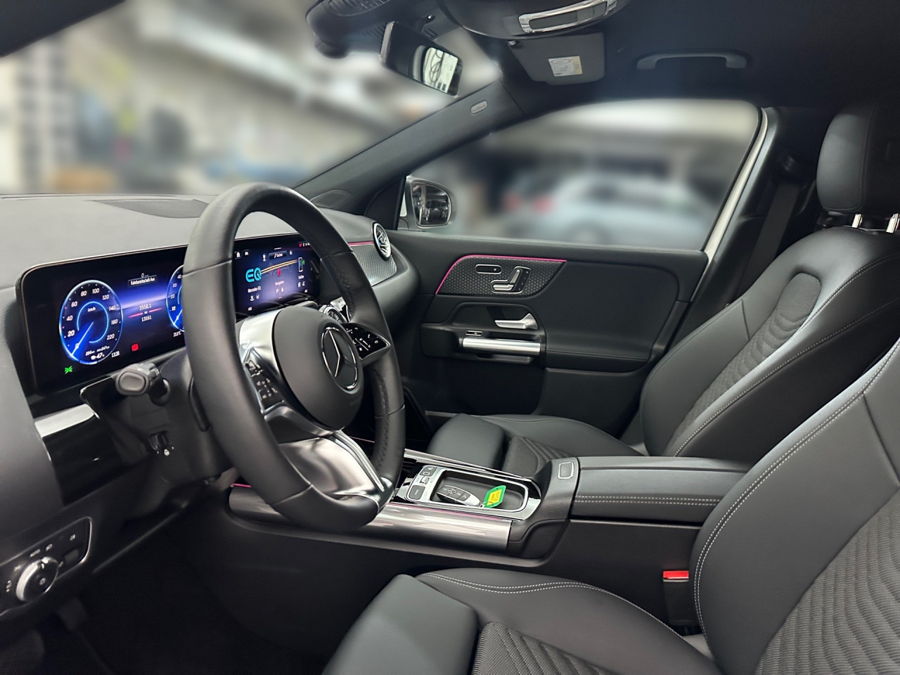 Getriebe: AutomatikgetriebeDetailangaben f&uuml;r XEV Fahrzeug: Batterietechnologie: Lithium-Ionen,  Nutzbare Batteriekapazit&auml;t: 66,0kWh,  Ladezeit (in Minuten): 375 (10% bis 100%),  Schnellladezeit (in Minuten): 32 (10% bis 80%)Ausstattungslinie: ProgressiveAusstattungspakete: Winterpaket,  Komfort Paket: Sitzkomfort-Paket,  Licht- und Sichtpaket,  SpiegelpaketAssistenzsysteme: Fernlichtassistent,  Aktiver Park-Assistent inkl. PARKTRONIC,  R&uuml;ckfahrkamera,  DISTRONIC,  Berganfahrhilfe,  Spracheingabesystem,  M&uuml;digkeitserkennung,  Spurhalteassistent mit aktivem Lenk-Assistent,  Fahrerassistenzpaket,  COLLISION PREVENTION ASSIST,  Verkehrszeichenerkennung m. Geschwindigkeitslimit-AssistentLicht und Sicht: LED-Scheinwerfer,  Tagfahrlicht,  Regensensor,  Automatisch abblendender Innenspiegel,  W&auml;rmeschutzverglasung,  Ambientebeleuchtung mehrfarbig,  LichtsensorAudio &amp; Kommunikation: MBUX,  Navigationssystem,  Radio,  Multi-Funktions-Display,  Digitaler Radioempfang DAB,  Soundsystem,  USB Anschluss,  Mercedes connect me,  Handyvorbereitung Bluetooth,  Android Auto u. Apple CarPlay,  Kabelloses Laden f&uuml;r Handys,  WLAN HotspotKomfort: Digitales Kombiinstrument,  Klimaautomatik,  Fahrer-/Beifahrersitz elektrisch,  Memoryfunktion Fahrer-/Beifahrersitz,  Lordosenst&uuml;tze Fahrer/Beifahrer,  Sitzheizung Fahrer/Beifahrer,  Komfortsitze,  Armauflage hinten,  Servolenkung,  Lenks&auml;ule verstellbar,  HANDS-FREE ACCESS,  Start-Stopp System,  Zentralver. mit Fernbedienung,  Fensterheber elektrisch,  EASY-PACK Heckklappe,  DYNAMIC SELECT,  Getr&auml;nkehalter vornInterieur: Sitze Stoff Ledernachbildung ARTICO / Stoff Bertrix schwarz,  Innenfarbe schwarz,  Multifunktions-Sport-/Lederlenkrad,  Lenkradheizung,  Bordcomputer,  R&uuml;cksitze klappbar,  Dekoreinlagen: 55H Zierelemente Star Pattern,  Lenkrad-SchaltwippenExterieur: Touchscreen Bedienung,  Leichtmetallfelgen 18 Zoll,  Au&szlig;enspiegel elekt. anklappbar,  Dachreling,  Reifenpannenset,  Notrufsystem,  Ladekabel,  Wechsel-/Gleichstromladesystem (AC/DC Laden),  Stauassistent,  FahrzeugpersonalisierungSicherheit: i-Size Kindersitzbefestigung,  Fu&szlig;g&auml;ngerschutzsystem,  Fahrer- /Beifahrerairbag,  Seitenairbag vorn und hinten,  Knieairbag Fahrer,  Traktionskontrolle,  Elektr. Stabilit&auml;tsprogramm ESP,  Reifendruckkontrolle,  Wegfahrsperre,  Au&szlig;entemperatur Anzeige,  Antiblockiersystem ABS,  Bremsverschlei&szlig;anzeige,  Proaktives Insassenschutzsystem,  Notbremsassistent,  Akustischer Umfeldschutz,  Totwinkel-AssistentWeitere Ausstattung: Laderaum-Paket,  39U Remote und Charging Services Premium,  321 Fingerabdrucksensor,  B05 ECO AssistentSonstige Ma&szlig;e und Gewichte: Nutzlast: 425 kg,  zul&auml;ssiges Gesamtgewicht: 2.470 kg,  Radstand: 2.729 mmIrrt&uuml;mer und &Auml;nderungen vorbehalten