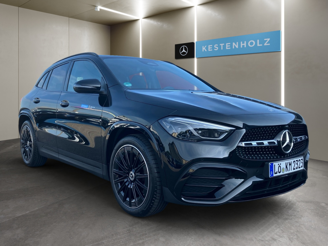 Getriebe: Automatikgetriebe 7G-DCT, 7 G&auml;ngeAusstattungslinie: AMG Line Exterieur,  AMG Line InterieurAusstattungspakete: AMG Sportpaket,  Komfort Paket: Sitzkomfort-Paket,  Night-Paket,  Licht- und Sichtpaket,  SpiegelpaketAssistenzsysteme: Fernlichtassistent,  Aktiver Park-Assistent inkl. PARKTRONIC: Park-Paket,  R&uuml;ckfahrkamera,  DISTRONIC,  Berganfahrhilfe,  Spracheingabesystem,  M&uuml;digkeitserkennung,  Spurhalteassistent,  Bremsassistent,  COLLISION PREVENTION ASSIST,  Aufmerksamkeitsassistent,  Geschwindigkeitslimit-Assistent,  GespannstabilisierungLicht und Sicht: Multibeam LED Scheinwerfer,  Tagfahrlicht,  Regensensor,  Automatisch abblendender Innenspiegel,  W&auml;rmeschutzverglasung,  Ambientebeleuchtung,  LichtsensorAudio &amp; Kommunikation: MBUX,  Navigationssystem,  Radio,  Digitaler Radioempfang DAB,  Soundsystem: Advanced,  USB Anschluss,  Mercedes connect me,  Handyvorbereitung Bluetooth,  Android Auto u. Apple CarPlay,  Kabelloses Laden f&uuml;r Handys,  WLAN HotspotKomfort: Digitales Kombiinstrument,  Klimaautomatik,  Lordosenst&uuml;tze Fahrer/Beifahrer,  Sitzheizung Fahrer/Beifahrer,  Sportsitze,  Armauflage Fahrer/Beifahrer,  Direktlenkung,  Lenks&auml;ule verstellbar,  Start-Stopp System,  Zentralver. mit Fernbedienung,  Fensterheber elektrisch,  EASY-PACK Heckklappe,  DYNAMIC SELECT,  Getr&auml;nkehalter vornInterieur: Sitze Kunstleder Ledernachbildung ARTICO / Mikrofaser MICROCUT schwarz,  Innenfarbe schwarz,  Multifunktions-Sport-/Lederlenkrad,  Bordcomputer,  R&uuml;cksitze klappbar,  Dekoreinlagen: H44 Zierelemente Aluminium mit L&auml;ngsschliff hell,  Lenkrad-SchaltwippenExterieur: Anh&auml;ngerkupplung schwenkbar,  Tieferlegung: Komfortfahrwerk mit Tieferlegung,  Touchscreen Bedienung,  Sportbremsanlage,  AMG Leichtmetallfelgen 20 Zoll,  Au&szlig;enspiegel elekt. anklappbar,  Dachreling: schwarz,  Reifenpannenset,  NotrufsystemSicherheit: i-Size Kindersitzbefestigung,  Fu&szlig;g&auml;ngerschutzsystem,  Fahrer- /Beifahrerairbag,  Seitenairbag vorn und hinten,  Knieairbag Fahrer,  Traktionskontrolle,  Elektr. Stabilit&auml;tsprogramm ESP,  Reifendruckkontrolle,  Wegfahrsperre,  Au&szlig;entemperatur Anzeige,  Antiblockiersystem ABS,  Bremsverschlei&szlig;anzeige,  Notbremsassistent,  Totwinkel-AssistentWeitere Ausstattung: 2S0 Digitales Extra: Individualisierungs-Paket,  00U Digitales Extra: Remote Services,  0K2 STEERING CODE - OUTPUT ACTIV AES-FLAG,  Laderaum-Paket,  273 Ausstiegswarnfunktion,  B01 Hybrid Antrieb mit 48-Volt-Technologie,  859 CENTRAL MEDIA DISPLAY,  Special Edition,  362 Kommunikationsmodul f&uuml;r die Nutzung von Digitalen ExtrasSonstige Ma&szlig;e und Gewichte: Nutzlast: 500 kg,  zul&auml;ssiges Gesamtgewicht: 2.070 kg,  Radstand: 2.729 mm24 Monate Garantie ab Erstzulassung. Fahrzeug hat Haltedauer. Liefertermin in Abstimmung mit dem Verk&auml;ufer. Irrt&uuml;mer und &Auml;nderungen vorbehalten