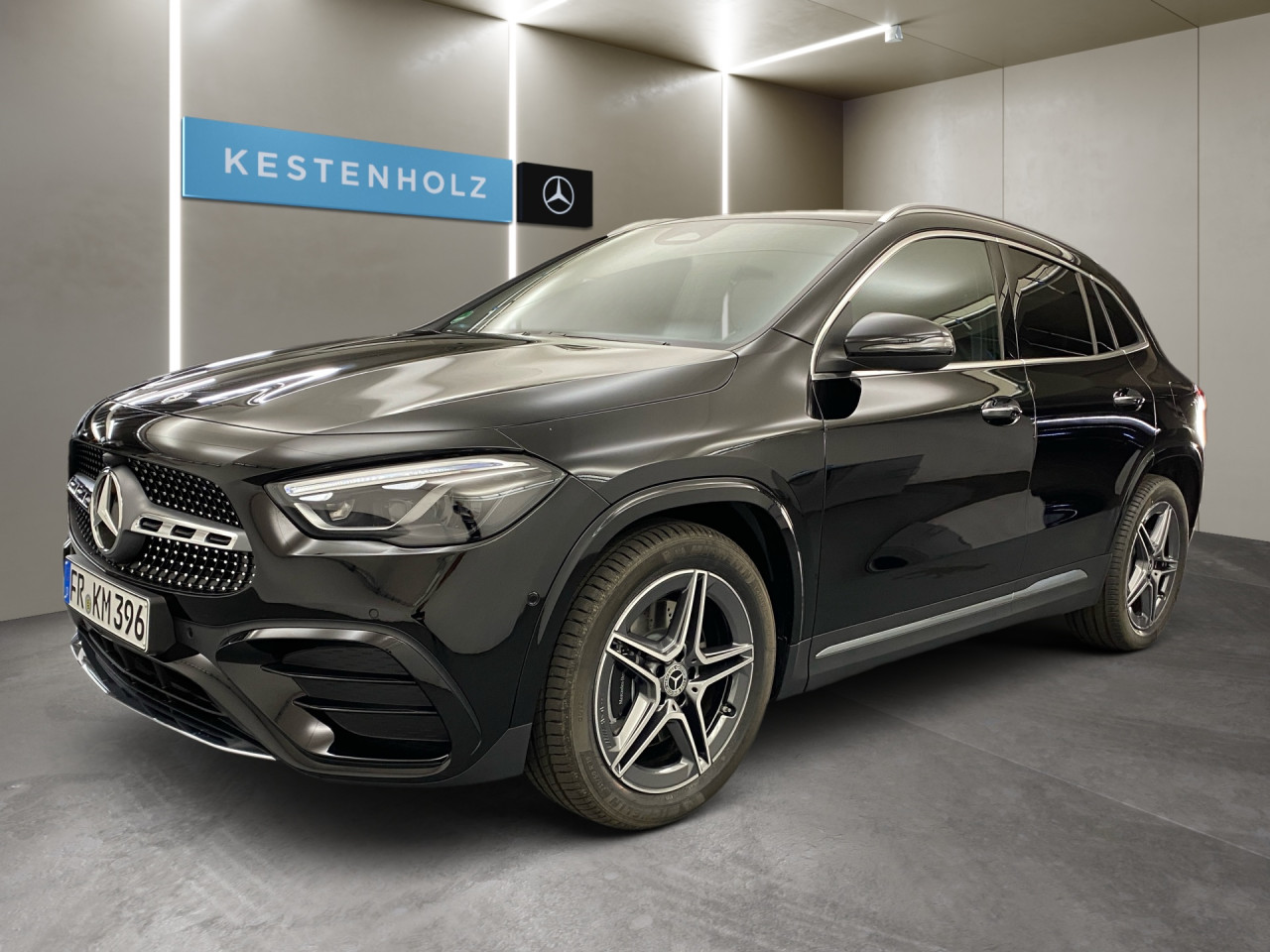 Getriebe: Automatikgetriebe 7G-DCT, 7 G&auml;ngeAusstattungslinie: AMG Line Exterieur: Advanced Plus,  AMG Line InterieurAusstattungspakete: Winterpaket,  AMG Sportpaket,  Komfort Paket: Sitzkomfort-Paket,  Licht- und Sichtpaket,  SpiegelpaketAssistenzsysteme: Fernlichtassistent,  Aktiver Park-Assistent inkl. PARKTRONIC,  R&uuml;ckfahrkamera,  DISTRONIC,  Berganfahrhilfe,  Spracheingabesystem,  M&uuml;digkeitserkennung,  Spurhalteassistent mit aktivem Lenk-Assistent,  Fahrerassistenzpaket,  COLLISION PREVENTION ASSIST,  Verkehrszeichenerkennung m. Geschwindigkeitslimit-Assistent,  GespannstabilisierungLicht und Sicht: Multibeam LED Scheinwerfer,  Tagfahrlicht,  Regensensor,  Automatisch abblendender Innenspiegel,  W&auml;rmeschutzverglasung,  Ambientebeleuchtung mehrfarbig,  LichtsensorAudio &amp; Kommunikation: MBUX,  Navigationssystem,  Radio,  Digitaler Radioempfang DAB,  Burmester Surround-Soundsystem,  USB Anschluss,  Mercedes connect me,  Handyvorbereitung Bluetooth,  Kabelloses Laden f&uuml;r Handys,  WLAN HotspotKomfort: Digitales Kombiinstrument,  Klimaautomatik,  Fahrer-/Beifahrersitz elektrisch,  Memoryfunktion Fahrersitz,  Lordosenst&uuml;tze Fahrer/Beifahrer,  Sitzheizung Fahrer/Beifahrer,  Sportsitze,  Armauflage Fahrer/Beifahrer,  Direktlenkung,  Lenks&auml;ule verstellbar,  HANDS-FREE ACCESS,  Start-Stopp System,  Zentralver. mit Fernbedienung,  Fensterheber elektrisch,  EASY-PACK Heckklappe,  DYNAMIC SELECT,  Getr&auml;nkehalter vornInterieur: Sitze Kunstleder Ledernachbildung ARTICO / Mikrofaser MICROCUT schwarz,  Innenfarbe schwarz,  Multifunktions-Sport-/Lederlenkrad,  Lenkradheizung,  Bordcomputer,  R&uuml;cksitze klappbar,  Dekoreinlagen: H62 Zierelemente Carbonstruktur,  Lenkrad-SchaltwippenExterieur: Adaptives Fahrwerk,  Anh&auml;ngerkupplung schwenkbar,  Touchscreen Bedienung,  AMG Leichtmetallfelgen 19 Zoll,  Au&szlig;enspiegel elekt. anklappbar,  Dachreling,  Reifenpannenset,  Notrufsystem,  Stauassistent,  FahrzeugpersonalisierungSicherheit: i-Size Kindersitzbefestigung,  Fu&szlig;g&auml;ngerschutzsystem,  Fahrer- /Beifahrerairbag,  Seitenairbag vorn und hinten,  Knieairbag Fahrer,  Traktionskontrolle,  Elektr. Stabilit&auml;tsprogramm ESP,  Reifendruckkontrolle,  Wegfahrsperre,  Au&szlig;entemperatur Anzeige,  Antiblockiersystem ABS,  Bremsverschlei&szlig;anzeige,  Proaktives Insassenschutzsystem,  Notbremsassistent,  Totwinkel-AssistentWeitere Ausstattung: 2S0 Digitales Extra: Individualisierungs-Paket,  459 Fahrwerk mit adaptiver Verstelld&auml;mpfung,  859 CENTRAL MEDIA DISPLAY,  273 Ausstiegswarnfunktion,  Laderaum-PaketSonstige Ma&szlig;e und Gewichte: Nutzlast: 500 kg,  zul&auml;ssiges Gesamtgewicht: 2.070 kg,  Radstand: 2.729 mm24 Monate Garantie ab Erstzulassung. Fahrzeug hat Haltedauer. Liefertermin in Abstimmung mit dem Verk&auml;ufer. Irrt&uuml;mer und &Auml;nderungen vorbehalten
