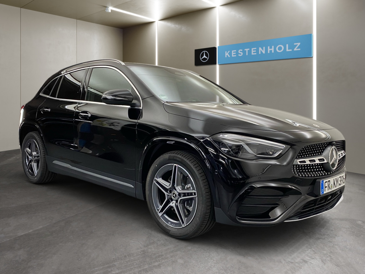 Getriebe: Automatikgetriebe 7G-DCT, 7 G&auml;ngeAusstattungslinie: AMG Line Exterieur: Advanced Plus,  AMG Line InterieurAusstattungspakete: Winterpaket,  AMG Sportpaket,  Komfort Paket: Sitzkomfort-Paket,  Licht- und Sichtpaket,  SpiegelpaketAssistenzsysteme: Fernlichtassistent,  Aktiver Park-Assistent inkl. PARKTRONIC,  R&uuml;ckfahrkamera,  DISTRONIC,  Berganfahrhilfe,  Spracheingabesystem,  M&uuml;digkeitserkennung,  Spurhalteassistent mit aktivem Lenk-Assistent,  Fahrerassistenzpaket,  COLLISION PREVENTION ASSIST,  Verkehrszeichenerkennung m. Geschwindigkeitslimit-Assistent,  GespannstabilisierungLicht und Sicht: Multibeam LED Scheinwerfer,  Tagfahrlicht,  Regensensor,  Automatisch abblendender Innenspiegel,  W&auml;rmeschutzverglasung,  Ambientebeleuchtung mehrfarbig,  LichtsensorAudio &amp; Kommunikation: MBUX,  Navigationssystem,  Radio,  Digitaler Radioempfang DAB,  Burmester Surround-Soundsystem,  USB Anschluss,  Mercedes connect me,  Handyvorbereitung Bluetooth,  Kabelloses Laden f&uuml;r Handys,  WLAN HotspotKomfort: Digitales Kombiinstrument,  Klimaautomatik,  Fahrer-/Beifahrersitz elektrisch,  Memoryfunktion Fahrersitz,  Lordosenst&uuml;tze Fahrer/Beifahrer,  Sitzheizung Fahrer/Beifahrer,  Sportsitze,  Armauflage Fahrer/Beifahrer,  Direktlenkung,  Lenks&auml;ule verstellbar,  HANDS-FREE ACCESS,  Start-Stopp System,  Zentralver. mit Fernbedienung,  Fensterheber elektrisch,  EASY-PACK Heckklappe,  DYNAMIC SELECT,  Getr&auml;nkehalter vornInterieur: Sitze Kunstleder Ledernachbildung ARTICO / Mikrofaser MICROCUT schwarz,  Innenfarbe schwarz,  Multifunktions-Sport-/Lederlenkrad,  Lenkradheizung,  Bordcomputer,  R&uuml;cksitze klappbar,  Dekoreinlagen: H62 Zierelemente Carbonstruktur,  Lenkrad-SchaltwippenExterieur: Adaptives Fahrwerk,  Anh&auml;ngerkupplung schwenkbar,  Touchscreen Bedienung,  AMG Leichtmetallfelgen 19 Zoll,  Au&szlig;enspiegel elekt. anklappbar,  Dachreling,  Reifenpannenset,  Notrufsystem,  Stauassistent,  FahrzeugpersonalisierungSicherheit: i-Size Kindersitzbefestigung,  Fu&szlig;g&auml;ngerschutzsystem,  Fahrer- /Beifahrerairbag,  Seitenairbag vorn und hinten,  Knieairbag Fahrer,  Traktionskontrolle,  Elektr. Stabilit&auml;tsprogramm ESP,  Reifendruckkontrolle,  Wegfahrsperre,  Au&szlig;entemperatur Anzeige,  Antiblockiersystem ABS,  Bremsverschlei&szlig;anzeige,  Proaktives Insassenschutzsystem,  Notbremsassistent,  Totwinkel-AssistentWeitere Ausstattung: 2S0 Digitales Extra: Individualisierungs-Paket,  459 Fahrwerk mit adaptiver Verstelld&auml;mpfung,  859 CENTRAL MEDIA DISPLAY,  273 Ausstiegswarnfunktion,  Laderaum-PaketSonstige Ma&szlig;e und Gewichte: Nutzlast: 500 kg,  zul&auml;ssiges Gesamtgewicht: 2.070 kg,  Radstand: 2.729 mm24 Monate Garantie ab Erstzulassung. Fahrzeug hat Haltedauer. Liefertermin in Abstimmung mit dem Verk&auml;ufer. Irrt&uuml;mer und &Auml;nderungen vorbehalten