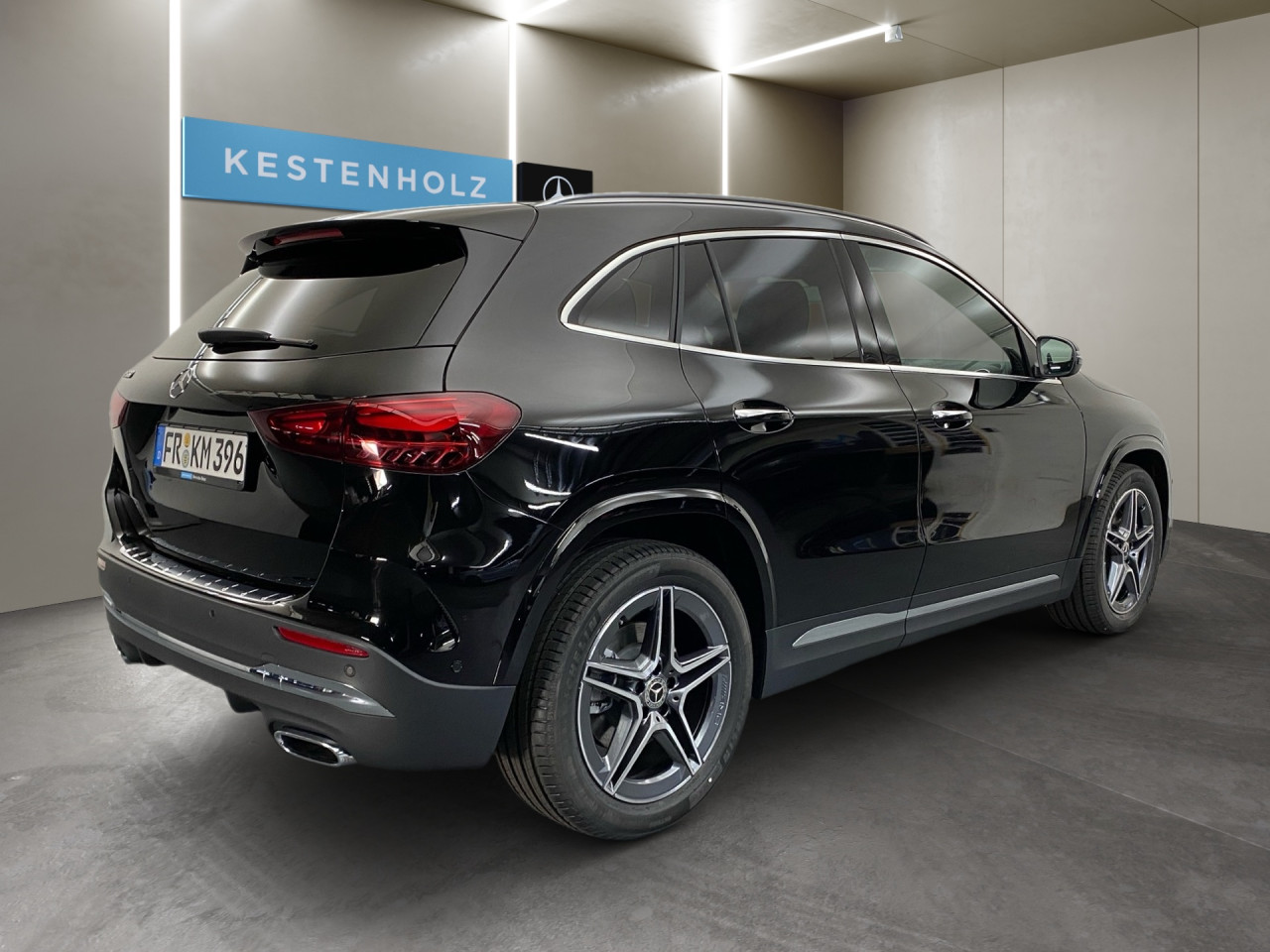 Getriebe: Automatikgetriebe 7G-DCT, 7 G&auml;ngeAusstattungslinie: AMG Line Exterieur: Advanced Plus,  AMG Line InterieurAusstattungspakete: Winterpaket,  AMG Sportpaket,  Komfort Paket: Sitzkomfort-Paket,  Licht- und Sichtpaket,  SpiegelpaketAssistenzsysteme: Fernlichtassistent,  Aktiver Park-Assistent inkl. PARKTRONIC,  R&uuml;ckfahrkamera,  DISTRONIC,  Berganfahrhilfe,  Spracheingabesystem,  M&uuml;digkeitserkennung,  Spurhalteassistent mit aktivem Lenk-Assistent,  Fahrerassistenzpaket,  COLLISION PREVENTION ASSIST,  Verkehrszeichenerkennung m. Geschwindigkeitslimit-Assistent,  GespannstabilisierungLicht und Sicht: Multibeam LED Scheinwerfer,  Tagfahrlicht,  Regensensor,  Automatisch abblendender Innenspiegel,  W&auml;rmeschutzverglasung,  Ambientebeleuchtung mehrfarbig,  LichtsensorAudio &amp; Kommunikation: MBUX,  Navigationssystem,  Radio,  Digitaler Radioempfang DAB,  Burmester Surround-Soundsystem,  USB Anschluss,  Mercedes connect me,  Handyvorbereitung Bluetooth,  Kabelloses Laden f&uuml;r Handys,  WLAN HotspotKomfort: Digitales Kombiinstrument,  Klimaautomatik,  Fahrer-/Beifahrersitz elektrisch,  Memoryfunktion Fahrersitz,  Lordosenst&uuml;tze Fahrer/Beifahrer,  Sitzheizung Fahrer/Beifahrer,  Sportsitze,  Armauflage Fahrer/Beifahrer,  Direktlenkung,  Lenks&auml;ule verstellbar,  HANDS-FREE ACCESS,  Start-Stopp System,  Zentralver. mit Fernbedienung,  Fensterheber elektrisch,  EASY-PACK Heckklappe,  DYNAMIC SELECT,  Getr&auml;nkehalter vornInterieur: Sitze Kunstleder Ledernachbildung ARTICO / Mikrofaser MICROCUT schwarz,  Innenfarbe schwarz,  Multifunktions-Sport-/Lederlenkrad,  Lenkradheizung,  Bordcomputer,  R&uuml;cksitze klappbar,  Dekoreinlagen: H62 Zierelemente Carbonstruktur,  Lenkrad-SchaltwippenExterieur: Adaptives Fahrwerk,  Anh&auml;ngerkupplung schwenkbar,  Touchscreen Bedienung,  AMG Leichtmetallfelgen 19 Zoll,  Au&szlig;enspiegel elekt. anklappbar,  Dachreling,  Reifenpannenset,  Notrufsystem,  Stauassistent,  FahrzeugpersonalisierungSicherheit: i-Size Kindersitzbefestigung,  Fu&szlig;g&auml;ngerschutzsystem,  Fahrer- /Beifahrerairbag,  Seitenairbag vorn und hinten,  Knieairbag Fahrer,  Traktionskontrolle,  Elektr. Stabilit&auml;tsprogramm ESP,  Reifendruckkontrolle,  Wegfahrsperre,  Au&szlig;entemperatur Anzeige,  Antiblockiersystem ABS,  Bremsverschlei&szlig;anzeige,  Proaktives Insassenschutzsystem,  Notbremsassistent,  Totwinkel-AssistentWeitere Ausstattung: 2S0 Digitales Extra: Individualisierungs-Paket,  459 Fahrwerk mit adaptiver Verstelld&auml;mpfung,  859 CENTRAL MEDIA DISPLAY,  273 Ausstiegswarnfunktion,  Laderaum-PaketSonstige Ma&szlig;e und Gewichte: Nutzlast: 500 kg,  zul&auml;ssiges Gesamtgewicht: 2.070 kg,  Radstand: 2.729 mm24 Monate Garantie ab Erstzulassung. Fahrzeug hat Haltedauer. Liefertermin in Abstimmung mit dem Verk&auml;ufer. Irrt&uuml;mer und &Auml;nderungen vorbehalten