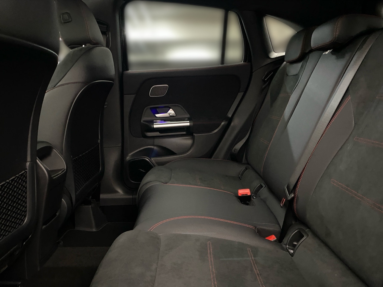 Getriebe: Automatikgetriebe 7G-DCT, 7 G&auml;ngeAusstattungslinie: AMG Line Exterieur: Advanced Plus,  AMG Line InterieurAusstattungspakete: Winterpaket,  AMG Sportpaket,  Komfort Paket: Sitzkomfort-Paket,  Licht- und Sichtpaket,  SpiegelpaketAssistenzsysteme: Fernlichtassistent,  Aktiver Park-Assistent inkl. PARKTRONIC,  R&uuml;ckfahrkamera,  DISTRONIC,  Berganfahrhilfe,  Spracheingabesystem,  M&uuml;digkeitserkennung,  Spurhalteassistent mit aktivem Lenk-Assistent,  Fahrerassistenzpaket,  COLLISION PREVENTION ASSIST,  Verkehrszeichenerkennung m. Geschwindigkeitslimit-Assistent,  GespannstabilisierungLicht und Sicht: Multibeam LED Scheinwerfer,  Tagfahrlicht,  Regensensor,  Automatisch abblendender Innenspiegel,  W&auml;rmeschutzverglasung,  Ambientebeleuchtung mehrfarbig,  LichtsensorAudio &amp; Kommunikation: MBUX,  Navigationssystem,  Radio,  Digitaler Radioempfang DAB,  Burmester Surround-Soundsystem,  USB Anschluss,  Mercedes connect me,  Handyvorbereitung Bluetooth,  Kabelloses Laden f&uuml;r Handys,  WLAN HotspotKomfort: Digitales Kombiinstrument,  Klimaautomatik,  Fahrer-/Beifahrersitz elektrisch,  Memoryfunktion Fahrersitz,  Lordosenst&uuml;tze Fahrer/Beifahrer,  Sitzheizung Fahrer/Beifahrer,  Sportsitze,  Armauflage Fahrer/Beifahrer,  Direktlenkung,  Lenks&auml;ule verstellbar,  HANDS-FREE ACCESS,  Start-Stopp System,  Zentralver. mit Fernbedienung,  Fensterheber elektrisch,  EASY-PACK Heckklappe,  DYNAMIC SELECT,  Getr&auml;nkehalter vornInterieur: Sitze Kunstleder Ledernachbildung ARTICO / Mikrofaser MICROCUT schwarz,  Innenfarbe schwarz,  Multifunktions-Sport-/Lederlenkrad,  Lenkradheizung,  Bordcomputer,  R&uuml;cksitze klappbar,  Dekoreinlagen: H62 Zierelemente Carbonstruktur,  Lenkrad-SchaltwippenExterieur: Adaptives Fahrwerk,  Anh&auml;ngerkupplung schwenkbar,  Touchscreen Bedienung,  AMG Leichtmetallfelgen 19 Zoll,  Au&szlig;enspiegel elekt. anklappbar,  Dachreling,  Reifenpannenset,  Notrufsystem,  Stauassistent,  FahrzeugpersonalisierungSicherheit: i-Size Kindersitzbefestigung,  Fu&szlig;g&auml;ngerschutzsystem,  Fahrer- /Beifahrerairbag,  Seitenairbag vorn und hinten,  Knieairbag Fahrer,  Traktionskontrolle,  Elektr. Stabilit&auml;tsprogramm ESP,  Reifendruckkontrolle,  Wegfahrsperre,  Au&szlig;entemperatur Anzeige,  Antiblockiersystem ABS,  Bremsverschlei&szlig;anzeige,  Proaktives Insassenschutzsystem,  Notbremsassistent,  Totwinkel-AssistentWeitere Ausstattung: 2S0 Digitales Extra: Individualisierungs-Paket,  459 Fahrwerk mit adaptiver Verstelld&auml;mpfung,  859 CENTRAL MEDIA DISPLAY,  273 Ausstiegswarnfunktion,  Laderaum-PaketSonstige Ma&szlig;e und Gewichte: Nutzlast: 500 kg,  zul&auml;ssiges Gesamtgewicht: 2.070 kg,  Radstand: 2.729 mm24 Monate Garantie ab Erstzulassung. Fahrzeug hat Haltedauer. Liefertermin in Abstimmung mit dem Verk&auml;ufer. Irrt&uuml;mer und &Auml;nderungen vorbehalten