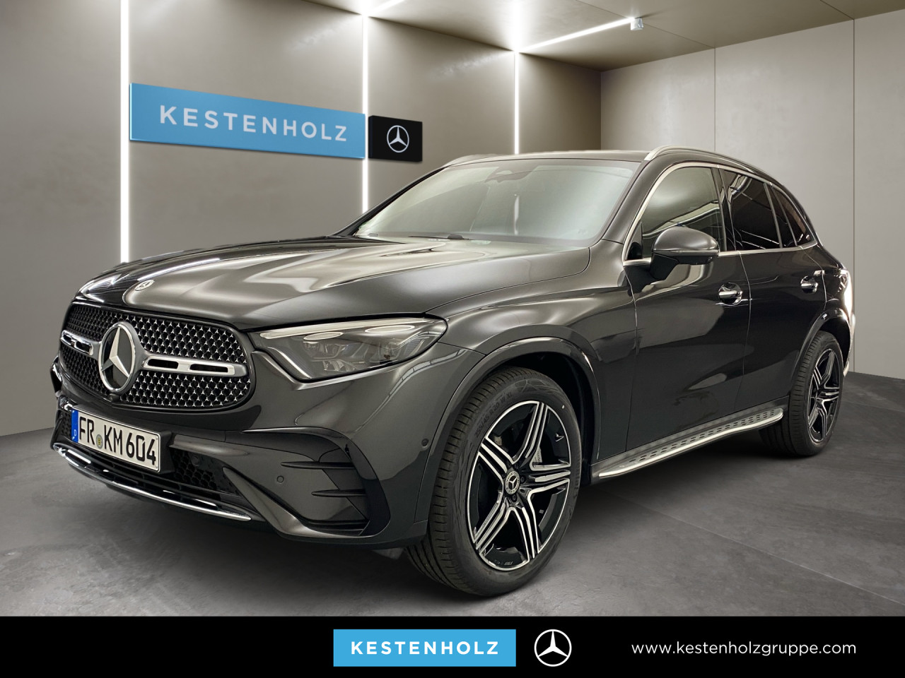 Getriebe: Automatikgetriebe 9 G-TRONIC, 9 G&auml;ngeAusstattungslinie: AMG Line Exterieur: Advanced Plus,  AMG Line InterieurAusstattungspakete: Winterpaket,  AMG Sportpaket,  Komfort Paket: Kofferraumkomfort-Paket,  Lichtpaket: Innenlichtpaket,  Ablagepaket,  Chrompaket,  SpiegelpaketAssistenzsysteme: Fernlichtassistent,  Aktiver Park-Assistent inkl. PARKTRONIC,  Surround-Kamerasystem: Park-Paket mit 360&deg;-Kamera,  DISTRONIC,  Berganfahrhilfe,  Spracheingabesystem,  M&uuml;digkeitserkennung,  Spurhalteassistent,  Bremsassistent,  COLLISION PREVENTION ASSIST,  ATTENTION ASSIST,  Verkehrszeichenerkennung,  GespannstabilisierungLicht und Sicht: Digital Light,  Tagfahrlicht,  Regensensor,  Automatisch abblendender Innenspiegel,  W&auml;rmeschutzverglasung,  Ambientebeleuchtung mehrfarbig,  LichtsensorAudio &amp; Kommunikation: MBUX,  Navigationssystem,  Radio,  Multi-Funktions-Display,  Digitaler Radioempfang DAB,  Soundsystem,  USB Anschluss,  Handyvorbereitung Bluetooth,  Android Auto u. Apple CarPlay,  Kabelloses Laden f&uuml;r Handys,  WLAN HotspotKomfort: Widescreen Cockpit,  Klimaautomatik,  Panorama-Schiebedach,  Fahrer-/Beifahrersitz elektrisch,  Memoryfunktion Fahrersitz,  Lordosenst&uuml;tze Fahrer/Beifahrer,  Sitzheizung vorn u. hinten,  Sportsitze,  Armauflage Fahrer/Beifahrer,  Servolenkung,  Lenks&auml;ule verstellbar,  Keyless-Start,  Start-Stopp System,  Zentralver. mit Fernbedienung,  Fensterheber elektrisch,  EASY-PACK Heckklappe,  DYNAMIC SELECT,  Getr&auml;nkehalter vornInterieur: Sitze Kunstleder Ledernachbildung ARTICO / Mikrofaser MICROCUT schwarz,  Innenfarbe schwarz,  Multifunktions-Sport-/Lederlenkrad,  Lenkradheizung,  Bordcomputer,  R&uuml;cksitze klappbar,  Laderaumabdeckung: Easy Pack,  Dekoreinlagen: H50 Zierelemente Rautenoptik silbergrau,  Lenkrad-SchaltwippenExterieur: AGILITY CONTROL Fahrwerk,  Anh&auml;ngerkupplung schwenkbar,  Touchscreen Bedienung,  AMG Leichtmetallfelgen 20 Zoll,  Au&szlig;enspiegel elekt. anklappbar,  Dachreling,  Reifenpannenset,  Notrufsystem,  TrittbretterAirbags: MittelairbagSicherheit: i-Size Kindersitzbefestigung,  Fahrer- /Beifahrerairbag,  Seitenairbag vorn und hinten,  Knieairbag Fahrer,  Traktionskontrolle,  Elektr. Stabilit&auml;tsprogramm ESP,  Reifendruckkontrolle,  Diebstahlwarnanlage,  Wegfahrsperre,  Au&szlig;entemperatur Anzeige,  Antiblockiersystem ABS,  Bremsverschlei&szlig;anzeige,  Notbremsassistent,  Totwinkel-AssistentWeitere Ausstattung: P82 GUARD 360&deg; Fahrzeugschutz Plus mit Digitalen Extras,  896 Digitales Extra: Vorr&uuml;stung f&uuml;r Digitalen Fahrzeugschl&uuml;ssel f&uuml;r Smartphone,  DB7 Edition AMG-Line,  Memory-Paket,  321 Fingerabdrucksensor,  PDB Advanced-Plus-Paket mit  Digitalen ExtrasSonstige Ma&szlig;e und Gewichte: Nutzlast: 565 kg,  zul&auml;ssiges Gesamtgewicht: 2.550 kg,  Radstand: 2.888 mm24 Monate Garantie ab Erstzulassung. Fahrzeug hat Haltedauer. Liefertermin in Abstimmung mit dem Verk&auml;ufer. Irrt&uuml;mer und &Auml;nderungen vorbehalten
