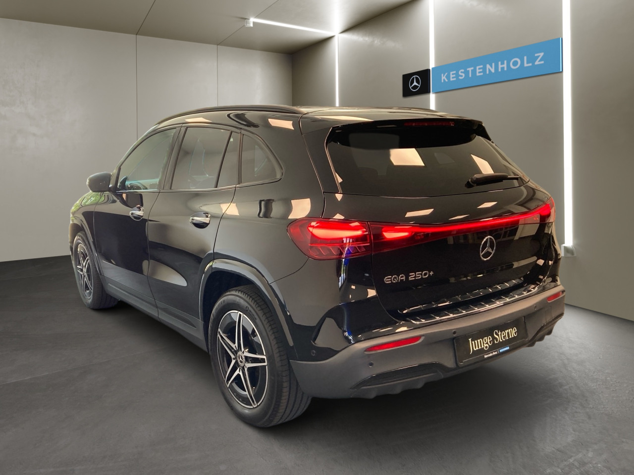 Getriebe: AutomatikgetriebeDetailangaben f&uuml;r XEV Fahrzeug: Batterietechnologie: Lithium-Ionen,  Nutzbare Batteriekapazit&auml;t: 70,0kWh,  Ladezeit (in Minuten): 390 (10% bis 100%),  Schnellladezeit (in Minuten): 35 (10% bis 80%)Ausstattungslinie: AMG Line Exterieur: Advanced Plus,  AMG Line Interieur: Advanced PlusAusstattungspakete: AMG Sportpaket,  Komfort Paket: Sitzkomfort-Paket,  Night-Paket,  Licht- und Sichtpaket,  SpiegelpaketAssistenzsysteme: Fernlichtassistent,  Aktiver Park-Assistent inkl. PARKTRONIC,  R&uuml;ckfahrkamera,  Berganfahrhilfe,  Spracheingabesystem,  M&uuml;digkeitserkennung,  Spurhalteassistent,  Bremsassistent,  COLLISION PREVENTION ASSIST,  Verkehrszeichenerkennung,  GespannstabilisierungLicht und Sicht: LED-Scheinwerfer,  Tagfahrlicht,  Regensensor,  Automatisch abblendender Innenspiegel,  W&auml;rmeschutzverglasung,  Ambientebeleuchtung mehrfarbig,  LichtsensorAudio &amp; Kommunikation: MBUX,  Navigationssystem,  Radio,  Multi-Funktions-Display,  Digitaler Radioempfang DAB,  Soundsystem,  USB Anschluss,  Mercedes connect me,  Handyvorbereitung Bluetooth,  Kabelloses Laden f&uuml;r Handys,  WLAN HotspotKomfort: Digitales Kombiinstrument,  Klimaautomatik,  Panorama-Schiebedach,  Fahrer-/Beifahrersitz elektrisch,  Memoryfunktion Fahrer-/Beifahrersitz,  Lordosenst&uuml;tze Fahrer/Beifahrer,  Sitzheizung Fahrer/Beifahrer,  Sportsitze,  Armauflage hinten,  Servolenkung,  Lenks&auml;ule verstellbar,  HANDS-FREE ACCESS,  Start-Stopp System,  Zentralver. mit Fernbedienung,  Fensterheber elektrisch,  EASY-PACK Heckklappe,  DYNAMIC SELECT,  Getr&auml;nkehalter vornInterieur: Sitze Kunstleder Ledernachbildung ARTICO / Mikrofaser MICROCUT schwarz,  Innenfarbe schwarz,  Multifunktions-Sport-/Lederlenkrad,  Bordcomputer,  R&uuml;cksitze klappbar,  Dekoreinlagen: 56H Zierelemente Star Pattern hinterleuchtet, 331 Zierelement hinterleuchtet,  Lenkrad-SchaltwippenExterieur: Anh&auml;ngerkupplung schwenkbar,  Touchscreen Bedienung,  AMG Leichtmetallfelgen 18 Zoll,  Au&szlig;enspiegel elekt. anklappbar,  Dachreling: schwarz,  Reifenpannenset,  Notrufsystem,  Ladekabel Mode 3 (Typ 2/2),  Wechsel-/Gleichstromladesystem (AC/DC Laden),  FahrzeugpersonalisierungSicherheit: i-Size Kindersitzbefestigung,  Fu&szlig;g&auml;ngerschutzsystem,  Fahrer- /Beifahrerairbag,  Seitenairbag vorn und hinten,  Knieairbag Fahrer,  Traktionskontrolle,  Elektr. Stabilit&auml;tsprogramm ESP,  Reifendruckkontrolle,  Wegfahrsperre,  Au&szlig;entemperatur Anzeige,  Antiblockiersystem ABS,  Bremsverschlei&szlig;anzeige,  Notbremsassistent,  Akustischer Umfeldschutz,  Totwinkel-AssistentWeitere Ausstattung: Laderaum-Paket,  PDB Advanced-Plus-Paket mit  Digitalen Extras,  39U Digitales Extra: Remote und Charging Services Premium,  B05 ECO AssistentSonstige Ma&szlig;e und Gewichte: Nutzlast: 415 kg,  zul&auml;ssiges Gesamtgewicht: 2.395 kg,  Radstand: 2.729 mmIrrt&uuml;mer und &Auml;nderungen vorbehalten
