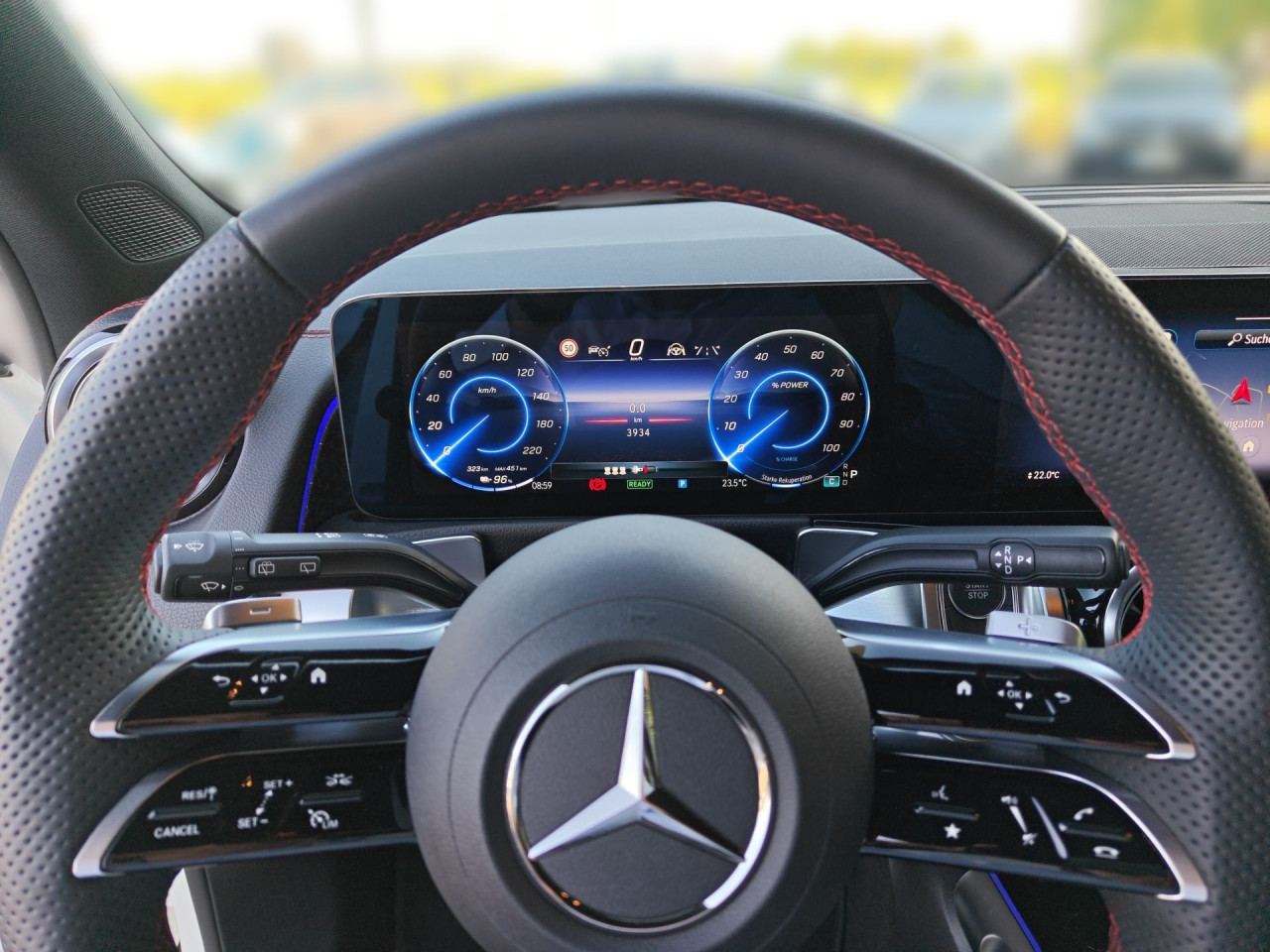 Getriebe: AutomatikgetriebeDetailangaben f&uuml;r XEV Fahrzeug: Batterietechnologie: Lithium-Ionen,  Nutzbare Batteriekapazit&auml;t: 70,0kWh,  Ladezeit (in Minuten): 465 (10% bis 100%),  Schnellladezeit (in Minuten): 35 (10% bis 80%)Ausstattungslinie: AMG Line Exterieur,  AMG Line InterieurAusstattungspakete: Winterpaket,  AMG Sportpaket,  Komfort Paket: Sitzkomfort-Paket,  Night-Paket,  Licht- und Sichtpaket,  SpiegelpaketAssistenzsysteme: Fernlichtassistent,  Aktiver Park-Assistent inkl. PARKTRONIC,  Surround-Kamerasystem: Park-Paket mit 360&deg;-Kamera,  DISTRONIC,  Berganfahrhilfe,  Spracheingabesystem,  M&uuml;digkeitserkennung,  Spurhalteassistent mit aktivem Lenk-Assistent,  Fahrerassistenzpaket,  COLLISION PREVENTION ASSIST,  Verkehrszeichenerkennung m. Geschwindigkeitslimit-Assistent,  GespannstabilisierungLicht und Sicht: LED-Scheinwerfer,  Tagfahrlicht,  Regensensor,  Automatisch abblendender Innenspiegel,  W&auml;rmeschutzverglasung,  Ambientebeleuchtung mehrfarbig,  LichtsensorAudio &amp; Kommunikation: MBUX,  Navigationssystem,  Radio,  Digitaler Radioempfang DAB,  Soundsystem,  USB Anschluss,  Mercedes connect me,  Handyvorbereitung Bluetooth,  Kabelloses Laden f&uuml;r Handys,  WLAN HotspotKomfort: Digitales Kombiinstrument,  Klimaautomatik,  Lordosenst&uuml;tze Fahrer/Beifahrer,  Sitzheizung Fahrer/Beifahrer,  Sportsitze,  Armauflage hinten,  Servolenkung,  Lenks&auml;ule verstellbar,  HANDS-FREE ACCESS,  Start-Stopp System,  Zentralver. mit Fernbedienung,  Fensterheber elektrisch,  EASY-PACK Heckklappe,  DYNAMIC SELECT,  Getr&auml;nkehalter vornInterieur: Sitze Kunstleder Ledernachbildung ARTICO / Mikrofaser MICROCUT schwarz,  Innenfarbe schwarz,  Multifunktions-Sport-/Lederlenkrad,  Lenkradheizung,  Bordcomputer,  Dekoreinlagen: 56H Zierelemente Star Pattern hinterleuchtet, 331 Zierelement hinterleuchtet,  Lenkrad-SchaltwippenExterieur: Anh&auml;ngerkupplung schwenkbar,  Tieferlegung: Komfortfahrwerk mit Tieferlegung,  Touchscreen Bedienung,  AMG Leichtmetallfelgen 18 Zoll,  Au&szlig;enspiegel elekt. anklappbar,  Reifenpannenset,  Notrufsystem,  Ladekabel Mode 3 (Typ 2/2),  Gleichstromladesystem (DC Laden),  StauassistentSicherheit: i-Size Kindersitzbefestigung,  Fu&szlig;g&auml;ngerschutzsystem,  Fahrer- /Beifahrerairbag,  Seitenairbag vorn und hinten,  Knieairbag Fahrer,  Traktionskontrolle,  Elektr. Stabilit&auml;tsprogramm ESP,  Reifendruckkontrolle,  Wegfahrsperre,  Au&szlig;entemperatur Anzeige,  Antiblockiersystem ABS,  Bremsverschlei&szlig;anzeige,  Proaktives Insassenschutzsystem,  Notbremsassistent,  Akustischer Umfeldschutz,  Totwinkel-AssistentWeitere Ausstattung: 2S0 Digitales Extra: Individualisierungs-Paket,  859 CENTRAL MEDIA DISPLAY,  BAF HV-Batterie 3P100S (L-Batteriegr&ouml;sse),  D0V Steuercode Demo Car,  Laderaum-Paket,  82B On-board AC-Lader bis 11 kW,  273 Ausstiegswarnfunktion,  39U Digitales Extra: Remote und Charging Services Premium,  321 Fingerabdrucksensor,  567 Fondsitze l&auml;ngs verstellbar,  DDC Steuercode Demo Car MIG,  PDB Advanced-Plus-Paket mit  Digitalen Extras,  B05 ECO Assistent,  Gebrauchtwagensiegel: Junge SterneSonstige Ma&szlig;e und Gewichte: Nutzlast: 435 kg,  zul&auml;ssiges Gesamtgewicht: 2.580 kg,  Radstand: 2.829 mmIrrt&uuml;mer und &Auml;nderungen vorbehalten