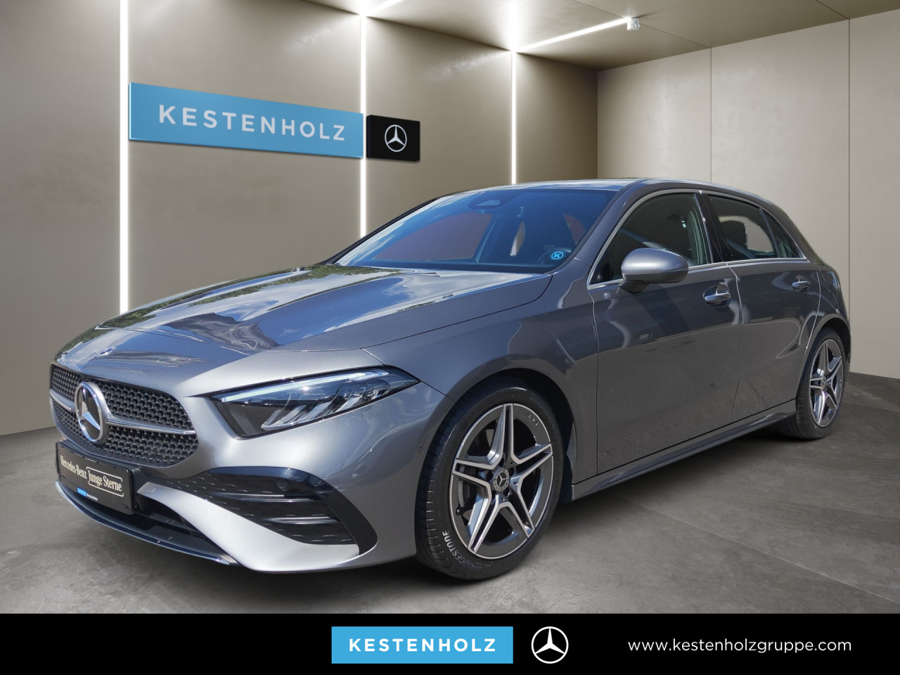 Getriebe: Automatikgetriebe 7G-DCT, 7 G&auml;ngeAusstattungslinie: AMG Line Exterieur: Advanced Plus,  AMG Line InterieurAusstattungspakete: Winterpaket,  AMG Sportpaket,  Komfort Paket: Sitzkomfort-Paket,  Licht- und Sichtpaket,  SpiegelpaketAssistenzsysteme: Fernlichtassistent,  Aktiver Park-Assistent inkl. PARKTRONIC,  R&uuml;ckfahrkamera,  Fahrlichtautomatik,  Berganfahrhilfe,  Spracheingabesystem,  M&uuml;digkeitserkennung,  Spurhalteassistent,  Bremsassistent,  COLLISION PREVENTION ASSIST,  ATTENTION ASSIST,  VerkehrszeichenerkennungLicht und Sicht: LED-Scheinwerfer,  Tagfahrlicht,  Regensensor,  Automatisch abblendender Innenspiegel,  Ambientebeleuchtung mehrfarbig,  LichtsensorAudio &amp; Kommunikation: MBUX,  Navigationssystem,  Radio,  Digitaler Radioempfang DAB,  USB Anschluss,  Mercedes connect me,  Handyvorbereitung Bluetooth,  Android Auto u. Apple CarPlay,  Kabelloses Laden f&uuml;r Handys,  WLAN HotspotKomfort: Digitales Kombiinstrument,  Klimaautomatik,  Fahrersitz h&ouml;henverstellbar,  Lordosenst&uuml;tze Fahrer/Beifahrer,  Sitzheizung Fahrer/Beifahrer,  Sportsitze,  Armauflage hinten,  Direktlenkung,  Lenks&auml;ule verstellbar,  Keyless-Go,  Auto Start Stop Funktion,  Zentralver. mit Fernbedienung,  Fensterheber elektrisch,  Kopfst&uuml;tzen vorn und hinten,  DYNAMIC SELECT,  Getr&auml;nkehalter vornInterieur: Sitze Kunstleder Ledernachbildung ARTICO / Mikrofaser MICROCUT schwarz,  Innenfarbe schwarz,  Multifunktions-Sport-/Lederlenkrad,  Lenkradheizung,  Bordcomputer,  R&uuml;cksitze klappbar,  Bodenbelag Teppich,  Lenkrad-SchaltwippenExterieur: Tieferlegung: Komfortfahrwerk mit Tieferlegung,  Touchscreen Bedienung,  Sportbremsanlage,  AMG Leichtmetallfelgen 18 Zoll,  Au&szlig;enspiegel elekt. anklappbar,  Reifenpannenset,  NotrufsystemSicherheit: i-Size Kindersitzbefestigung,  Fu&szlig;g&auml;ngerschutzsystem,  Fahrer- /Beifahrerairbag,  Seitenairbag vorn,  Knieairbag Fahrer,  Traktionskontrolle,  Elektr. Stabilit&auml;tsprogramm ESP,  Reifendruckkontrolle,  Wegfahrsperre,  Au&szlig;entemperatur Anzeige,  Antiblockiersystem ABS,  Bremsverschlei&szlig;anzeige,  NotbremsassistentWeitere Ausstattung: 2S0 Digitales Extra: Individualisierungs-Paket,  PDB Advanced-Plus-Paket mit  Digitalen Extras,  321 Fingerabdrucksensor,  859 CENTRAL MEDIA DISPLAY,  Laderaum-Paket,  Gebrauchtwagensiegel: Junge SterneSonstige Ma&szlig;e und Gewichte: Nutzlast: 480 kg,  zul&auml;ssiges Gesamtgewicht: 1.865 kg,  Radstand: 2.729 mmIrrt&uuml;mer und &Auml;nderungen vorbehalten