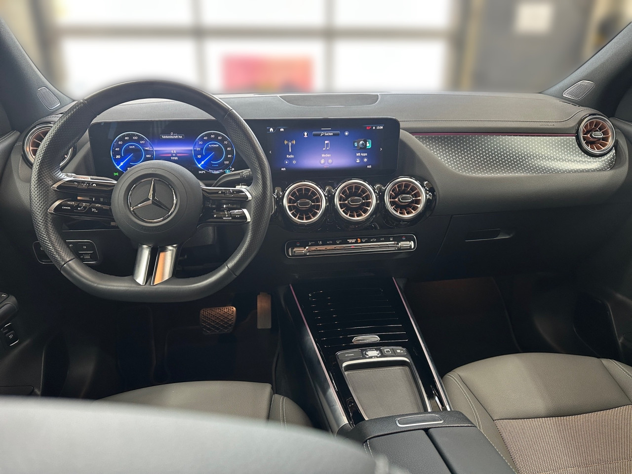 Getriebe: AutomatikgetriebeDetailangaben f&uuml;r XEV Fahrzeug: Batterietechnologie: Lithium-Ionen,  Nutzbare Batteriekapazit&auml;t: 66,0kWh,  Ladezeit (in Minuten): 375 (10% bis 100%),  Schnellladezeit (in Minuten): 32 (10% bis 80%)Ausstattungspakete: Winterpaket,  Komfort Paket: Sitzkomfort-Paket,  Night-Paket,  Licht- und Sichtpaket,  SpiegelpaketAssistenzsysteme: Fernlichtassistent,  Aktiver Park-Assistent inkl. PARKTRONIC,  R&uuml;ckfahrkamera,  DISTRONIC,  Berganfahrhilfe,  Spracheingabesystem,  M&uuml;digkeitserkennung,  Spurhalteassistent mit aktivem Lenk-Assistent,  Fahrerassistenzpaket,  COLLISION PREVENTION ASSIST,  Verkehrszeichenerkennung m. Geschwindigkeitslimit-AssistentLicht und Sicht: LED-Scheinwerfer,  Tagfahrlicht,  Regensensor,  Automatisch abblendender Innenspiegel,  W&auml;rmeschutzverglasung,  Ambientebeleuchtung mehrfarbig,  LichtsensorAudio &amp; Kommunikation: MBUX,  Navigationssystem,  Radio,  Multi-Funktions-Display,  Digitaler Radioempfang DAB,  Soundsystem,  USB Anschluss,  Mercedes connect me,  Handyvorbereitung Bluetooth,  Android Auto u. Apple CarPlay,  Kabelloses Laden f&uuml;r Handys,  WLAN HotspotKomfort: Digitales Kombiinstrument,  Klimaautomatik,  Lordosenst&uuml;tze Fahrer/Beifahrer,  Sitzheizung Fahrer/Beifahrer,  Komfortsitze,  Armauflage hinten,  Servolenkung,  Lenks&auml;ule verstellbar,  HANDS-FREE ACCESS,  Start-Stopp System,  Zentralver. mit Fernbedienung,  Fensterheber elektrisch,  EASY-PACK Heckklappe,  DYNAMIC SELECT,  Getr&auml;nkehalter vornInterieur: Sitze Stoff Ledernachbildung ARTICO / Stoff Cupertino zweifarbig ros&eacute;gold / titangrau pearl,  Innenfarbe gold,  Multifunktions-Sport-/Lederlenkrad,  Lenkradheizung,  Bordcomputer,  R&uuml;cksitze klappbar,  Dekoreinlagen: 331 Zierelement hinterleuchtet, 56H Zierelemente Star Pattern hinterleuchtet,  Lenkrad-SchaltwippenExterieur: Touchscreen Bedienung,  Leichtmetallfelgen 18 Zoll,  Au&szlig;enspiegel elekt. anklappbar,  Dachreling: schwarz,  Reifenpannenset,  Notrufsystem,  Ladekabel Mode 3 (Typ 2/2),  Wechsel-/Gleichstromladesystem (AC/DC Laden),  Stauassistent,  FahrzeugpersonalisierungSicherheit: i-Size Kindersitzbefestigung,  Fu&szlig;g&auml;ngerschutzsystem,  Fahrer- /Beifahrerairbag,  Seitenairbag vorn und hinten,  Knieairbag Fahrer,  Traktionskontrolle,  Elektr. Stabilit&auml;tsprogramm ESP,  Reifendruckkontrolle,  Wegfahrsperre,  Au&szlig;entemperatur Anzeige,  Antiblockiersystem ABS,  Bremsverschlei&szlig;anzeige,  Proaktives Insassenschutzsystem,  Notbremsassistent,  Akustischer Umfeldschutz,  Totwinkel-AssistentWeitere Ausstattung: PTD Electric Art,  321 Fingerabdrucksensor,  39U Remote und Charging Services Premium,  PSJ Electric Art Advanced Plus,  Laderaum-Paket,  B05 ECO AssistentSonstige Ma&szlig;e und Gewichte: Nutzlast: 425 kg,  zul&auml;ssiges Gesamtgewicht: 2.470 kg,  Radstand: 2.729 mmIrrt&uuml;mer und &Auml;nderungen vorbehalten