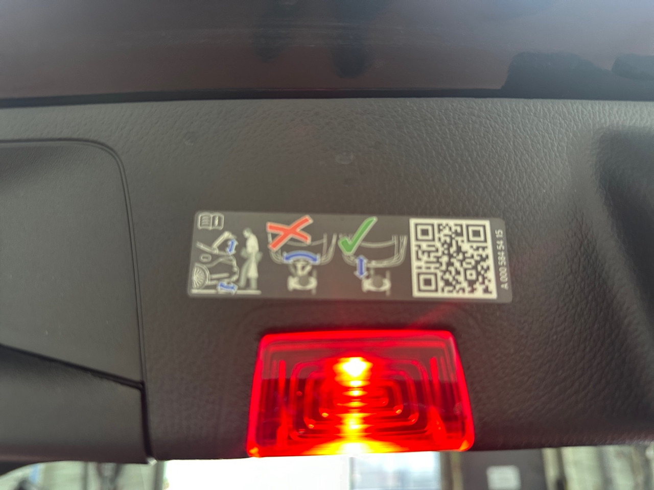 Getriebe: AutomatikgetriebeDetailangaben f&uuml;r XEV Fahrzeug: Batterietechnologie: Lithium-Ionen,  Nutzbare Batteriekapazit&auml;t: 66,0kWh,  Ladezeit (in Minuten): 375 (10% bis 100%),  Schnellladezeit (in Minuten): 32 (10% bis 80%)Ausstattungspakete: Winterpaket,  Komfort Paket: Sitzkomfort-Paket,  Night-Paket,  Licht- und Sichtpaket,  SpiegelpaketAssistenzsysteme: Fernlichtassistent,  Aktiver Park-Assistent inkl. PARKTRONIC,  R&uuml;ckfahrkamera,  DISTRONIC,  Berganfahrhilfe,  Spracheingabesystem,  M&uuml;digkeitserkennung,  Spurhalteassistent mit aktivem Lenk-Assistent,  Fahrerassistenzpaket,  COLLISION PREVENTION ASSIST,  Verkehrszeichenerkennung m. Geschwindigkeitslimit-AssistentLicht und Sicht: LED-Scheinwerfer,  Tagfahrlicht,  Regensensor,  Automatisch abblendender Innenspiegel,  W&auml;rmeschutzverglasung,  Ambientebeleuchtung mehrfarbig,  LichtsensorAudio &amp; Kommunikation: MBUX,  Navigationssystem,  Radio,  Multi-Funktions-Display,  Digitaler Radioempfang DAB,  Soundsystem,  USB Anschluss,  Mercedes connect me,  Handyvorbereitung Bluetooth,  Android Auto u. Apple CarPlay,  Kabelloses Laden f&uuml;r Handys,  WLAN HotspotKomfort: Digitales Kombiinstrument,  Klimaautomatik,  Lordosenst&uuml;tze Fahrer/Beifahrer,  Sitzheizung Fahrer/Beifahrer,  Komfortsitze,  Armauflage hinten,  Servolenkung,  Lenks&auml;ule verstellbar,  HANDS-FREE ACCESS,  Start-Stopp System,  Zentralver. mit Fernbedienung,  Fensterheber elektrisch,  EASY-PACK Heckklappe,  DYNAMIC SELECT,  Getr&auml;nkehalter vornInterieur: Sitze Stoff Ledernachbildung ARTICO / Stoff Cupertino zweifarbig ros&eacute;gold / titangrau pearl,  Innenfarbe gold,  Multifunktions-Sport-/Lederlenkrad,  Lenkradheizung,  Bordcomputer,  R&uuml;cksitze klappbar,  Dekoreinlagen: 331 Zierelement hinterleuchtet, 56H Zierelemente Star Pattern hinterleuchtet,  Lenkrad-SchaltwippenExterieur: Touchscreen Bedienung,  Leichtmetallfelgen 18 Zoll,  Au&szlig;enspiegel elekt. anklappbar,  Dachreling: schwarz,  Reifenpannenset,  Notrufsystem,  Ladekabel Mode 3 (Typ 2/2),  Wechsel-/Gleichstromladesystem (AC/DC Laden),  Stauassistent,  FahrzeugpersonalisierungSicherheit: i-Size Kindersitzbefestigung,  Fu&szlig;g&auml;ngerschutzsystem,  Fahrer- /Beifahrerairbag,  Seitenairbag vorn und hinten,  Knieairbag Fahrer,  Traktionskontrolle,  Elektr. Stabilit&auml;tsprogramm ESP,  Reifendruckkontrolle,  Wegfahrsperre,  Au&szlig;entemperatur Anzeige,  Antiblockiersystem ABS,  Bremsverschlei&szlig;anzeige,  Proaktives Insassenschutzsystem,  Notbremsassistent,  Akustischer Umfeldschutz,  Totwinkel-AssistentWeitere Ausstattung: PTD Electric Art,  321 Fingerabdrucksensor,  39U Remote und Charging Services Premium,  PSJ Electric Art Advanced Plus,  Laderaum-Paket,  B05 ECO AssistentSonstige Ma&szlig;e und Gewichte: Nutzlast: 425 kg,  zul&auml;ssiges Gesamtgewicht: 2.470 kg,  Radstand: 2.729 mmIrrt&uuml;mer und &Auml;nderungen vorbehalten